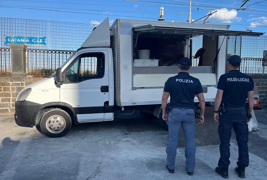 Dalla zona Cibali al Centro controlli coordinati dalla Polizia di Stato in 8 attivit&agrave; commerciali