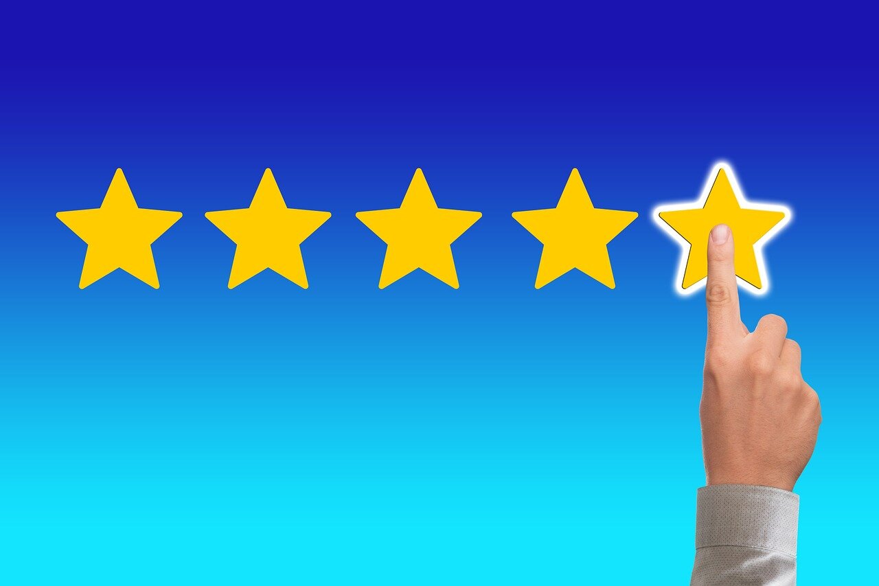 Legge 34/2026 e recensioni: una norma che dimentica i professionisti