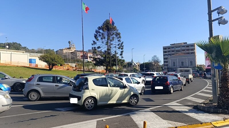 maria-spampinato-rientro-ferie-agosto-traffico-tondo-gioeni--borgo-sanzio.jpeg maria-spampinato-rientro-ferie-agosto-traffico-tondo-gioeni--borgo-sanzio.jpeg