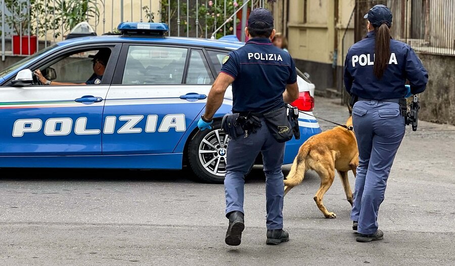 blitz-della-polizia-di-stato-in-via-capo-passero-arrestato-un-pusher.-sequestrate-cocaina-e-marijuana.jpeg