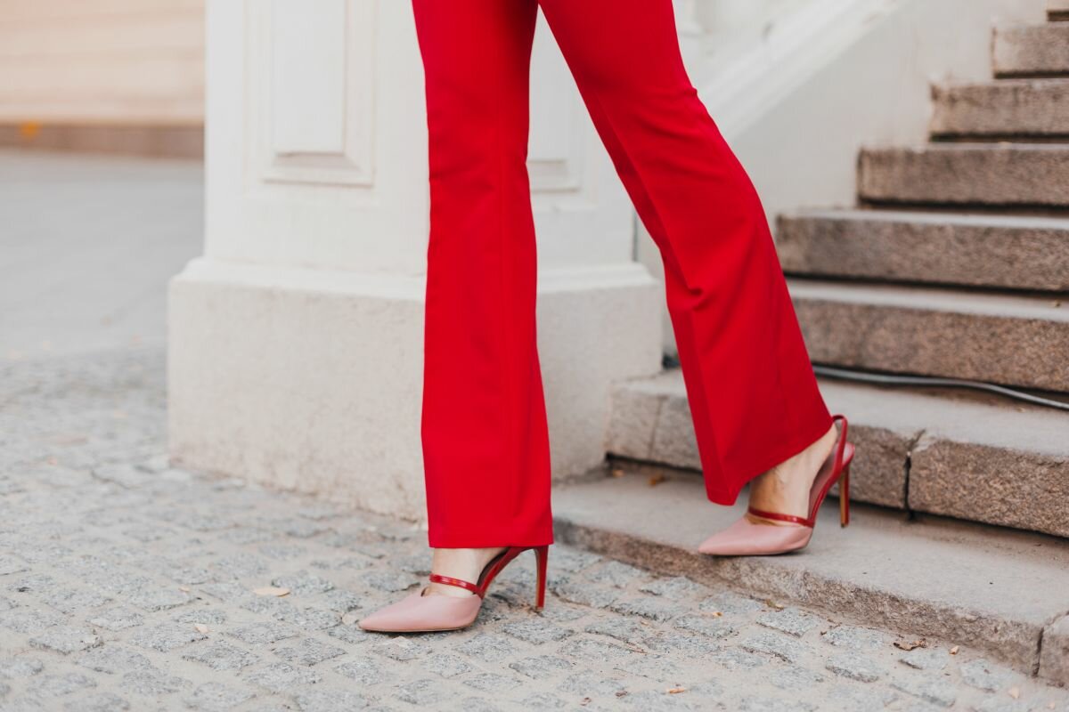 Chanel e slingback: due icone dell'eleganza femminile a confronto