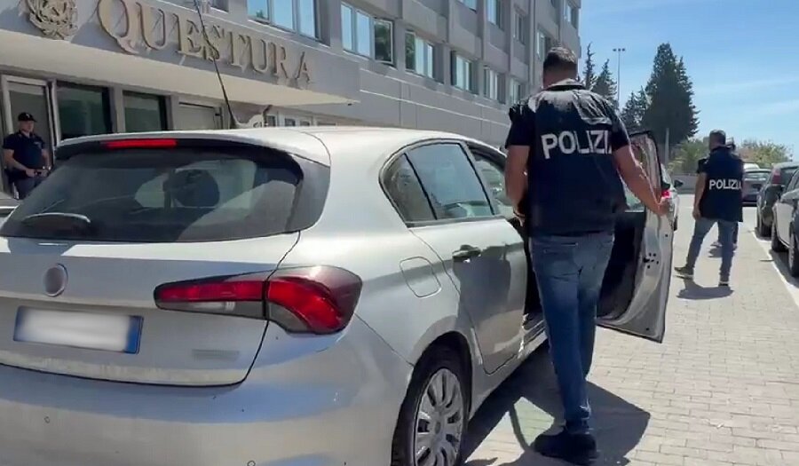 Rimangono bloccati in ascensore con le dosi di cocaina, crack e marijuana Rimangono bloccati in ascensore con le dosi di cocaina, crack e marijuana