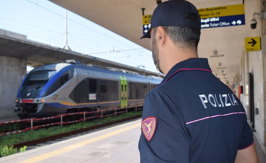 destinatario-di-un-ordine-di-carcerazione-rintracciato-dagli-agenti-della-polizia-di-stato-nella-zona-della-stazione.jpeg destinatario-di-un-ordine-di-carcerazione-rintracciato-dagli-agenti-della-polizia-di-stato-nella-zona-della-stazione.jpeg