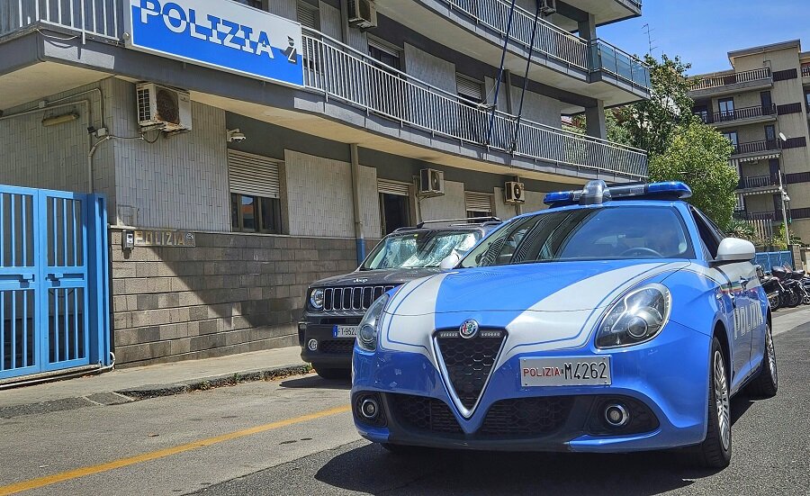Tenta di compiere un gesto estremo, salvato dagli agenti della Polizia di Stato