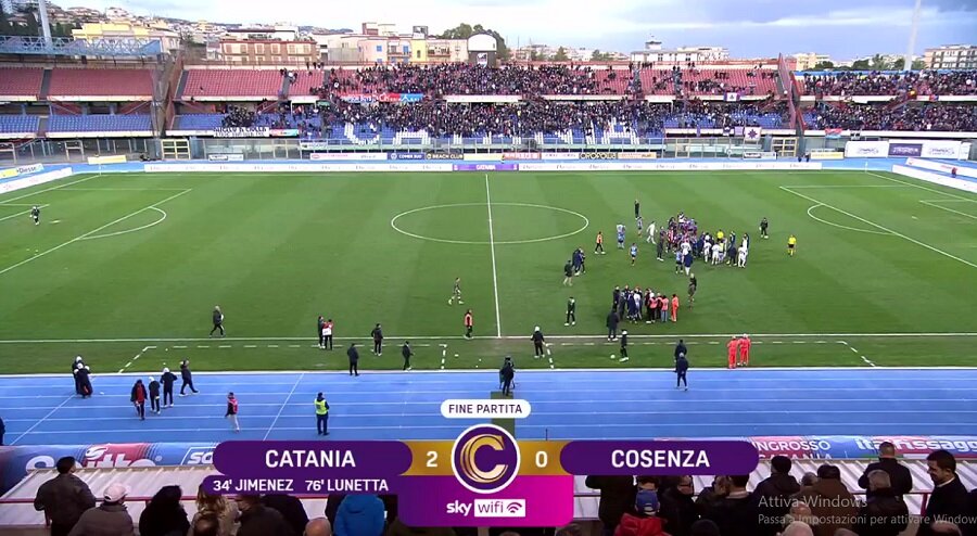 Il Catania supera 2-0 il Cosenza e ritorna capolista