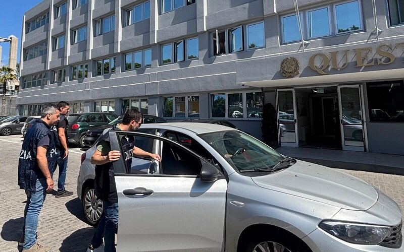 Si spaccia per un appartenente alle forze dell&rsquo;ordine per truffare un&rsquo;anziana e rubarle 4.000 euro