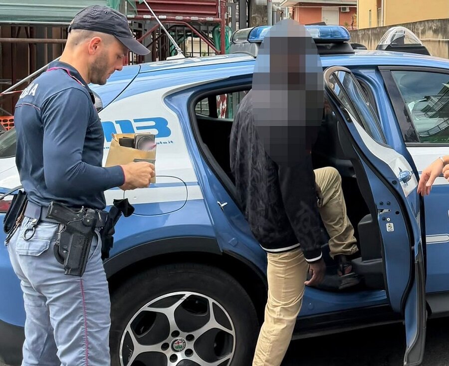 Lavavetri molesti bloccati e sanzionati dalla Polizia di Stato in zona Borgo