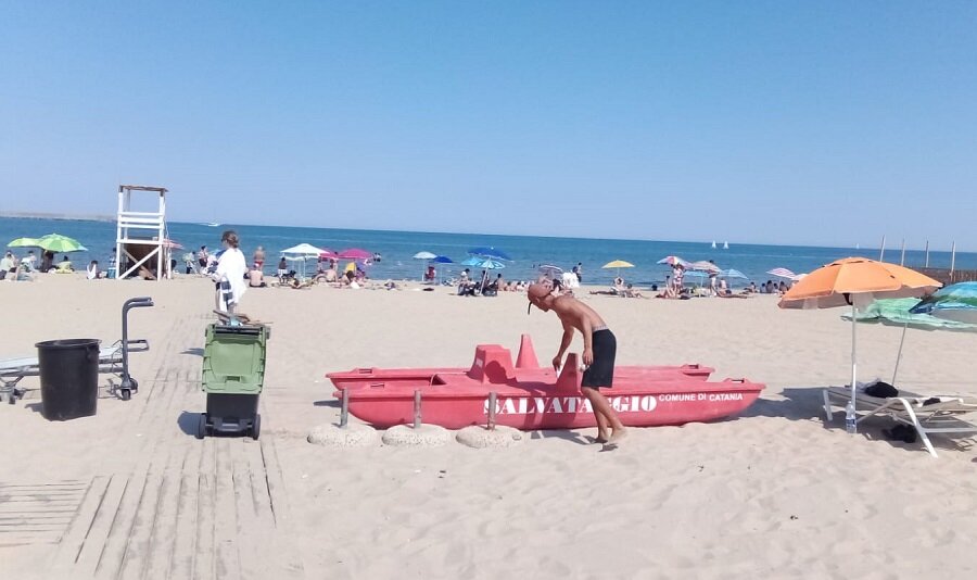 Mare, spiagge libere e solarium aperti anche a ottobre