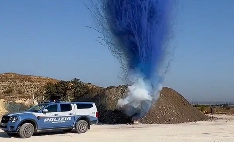 Maxi sequestro della Polizia di Stato di 450 fuochi d’artificio trasportati illegalmente