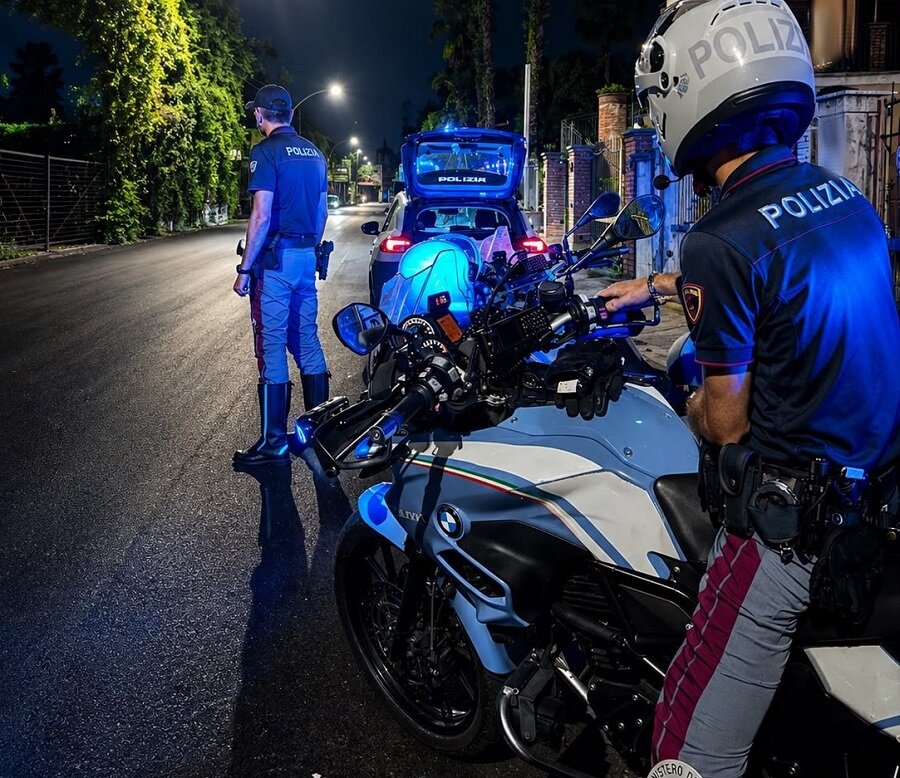 Controllo straordinario coordinato dalla Polizia di Stato a Valverde Controllo straordinario coordinato dalla Polizia di Stato a Valverde