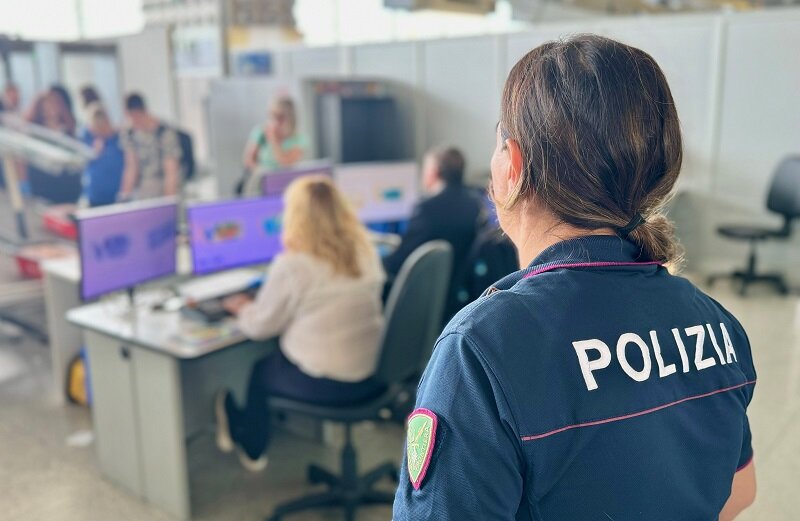 Tenta di imbarcarsi per Ancona con un coltello nella cintura