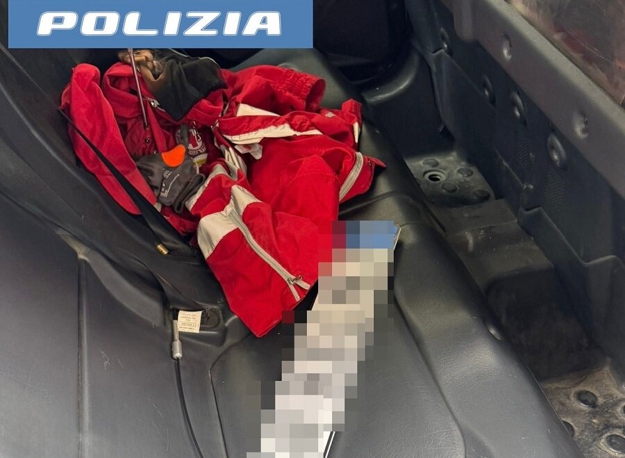 Tentano un furto in un appartamento utilizzando la divisa della Croce Rossa italiana