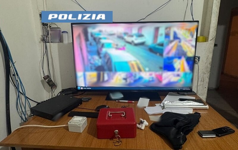 Blitz antidroga della Polizia di Stato nel quartiere Pigno Blitz antidroga della Polizia di Stato nel quartiere Pigno