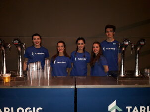Camareros evento Kin�polis 2019