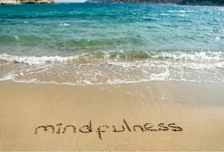 Mindfulness per l’ansia nei giovani: un percorso di consapevolezza e calma interiore Mindfulness per l’ansia nei giovani: un percorso di consapevolezza e calma interiore