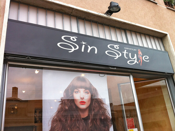 Sin Style - insegna plexiglass 04.jpg