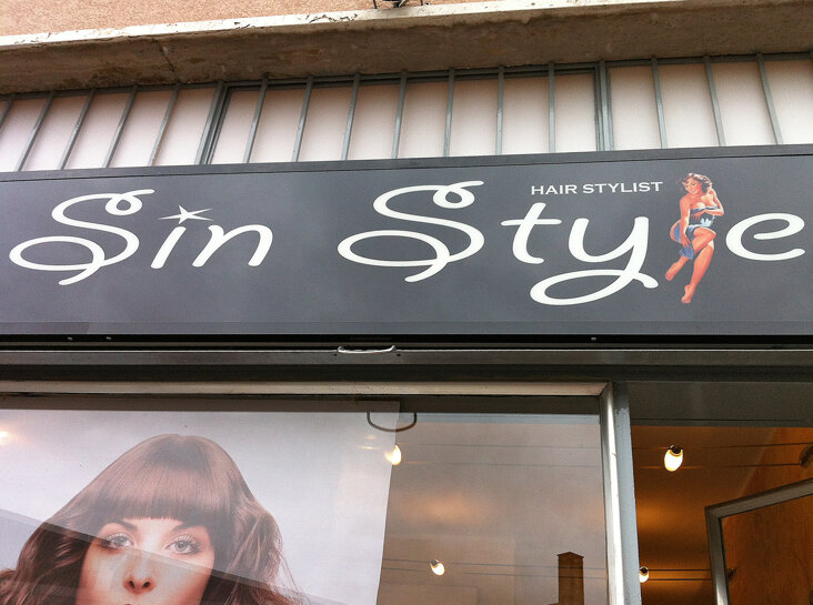Sin Style - insegna plexiglass 03.jpg