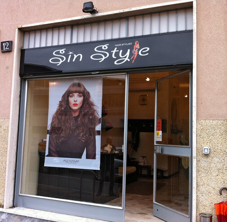 Sin Style - insegna plexiglass 01.jpg