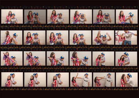 Dos en el plat�. Forofos.