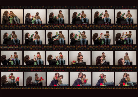 Dos en el plat�. Madre e hijo.