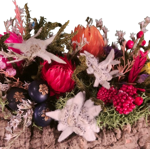 tronchetto-di-sughero-con-fiori-e-stelle-alpine
