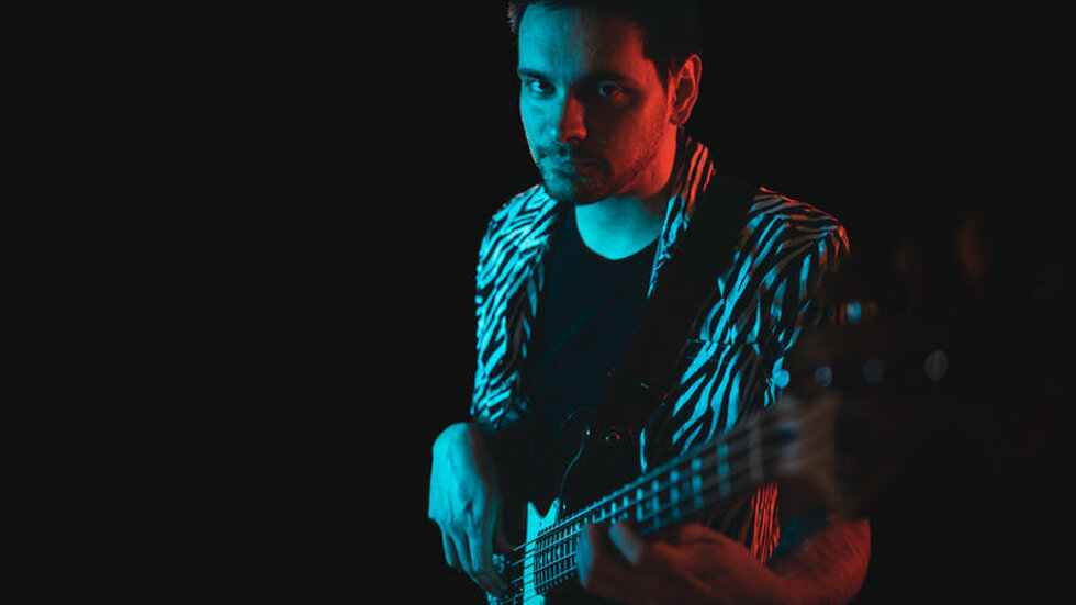 Fabio Barbaro on electric bass. Bassist of Fik y las Flores Molestas. Photo by Stefano Cosi