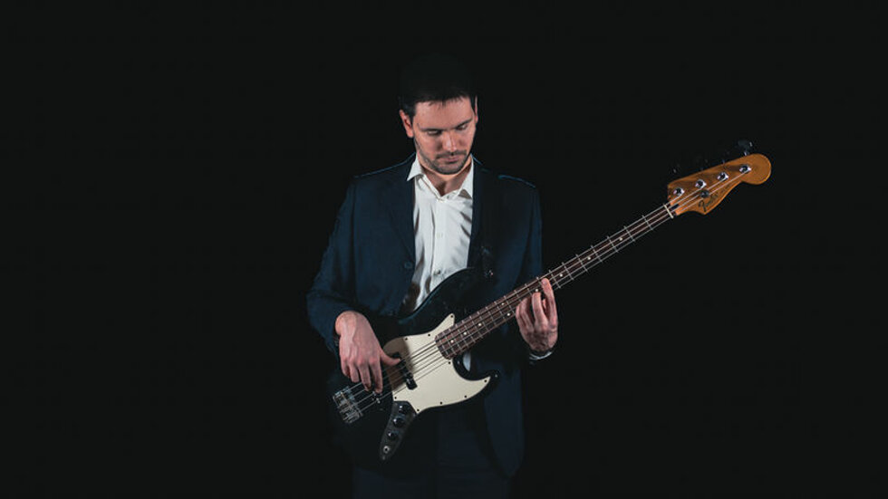 Fabio Barbaro on electric bass. Bassist of Fik y las Flores Molestas. Photo by Stefano Cosi