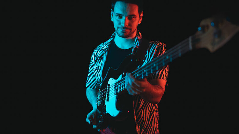 Fabio Barbaro on electric bass. Bassist of Fik y las Flores Molestas. PH. by Stefano Cosi