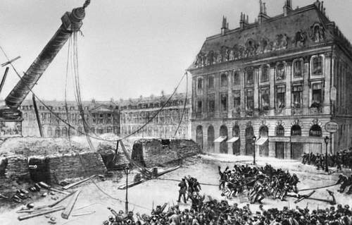 In front of a cheering crowd today the Vend&ocirc;me column was torn down.