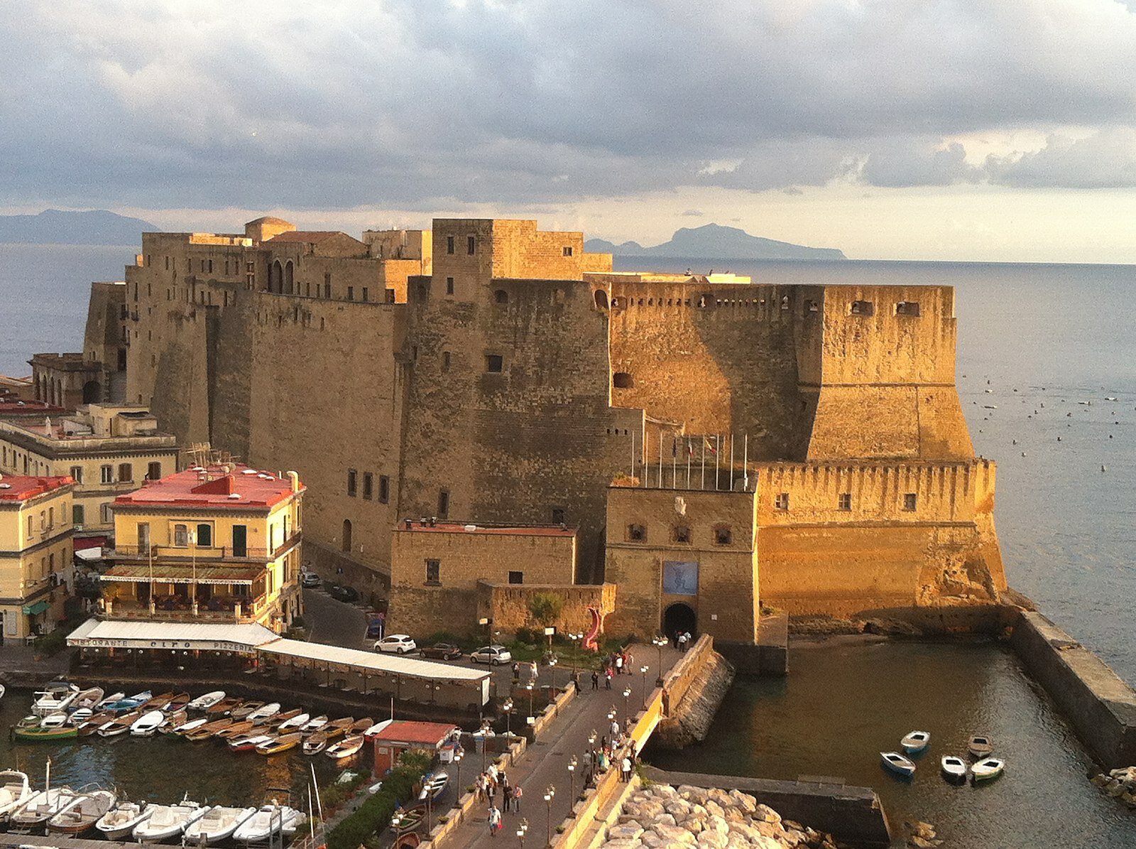 castel_dellovo_napoli_italy.jpeg castello