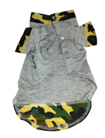 modello-roccia-maglia-grigia-con-dettagli-camouflage