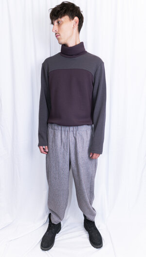 pantalone-carots-a-righe-colore-grigio