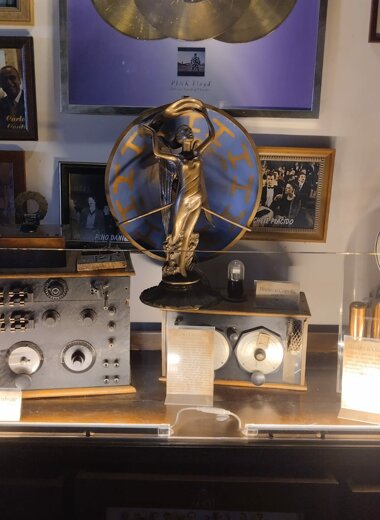 firma trasparente grigia scura