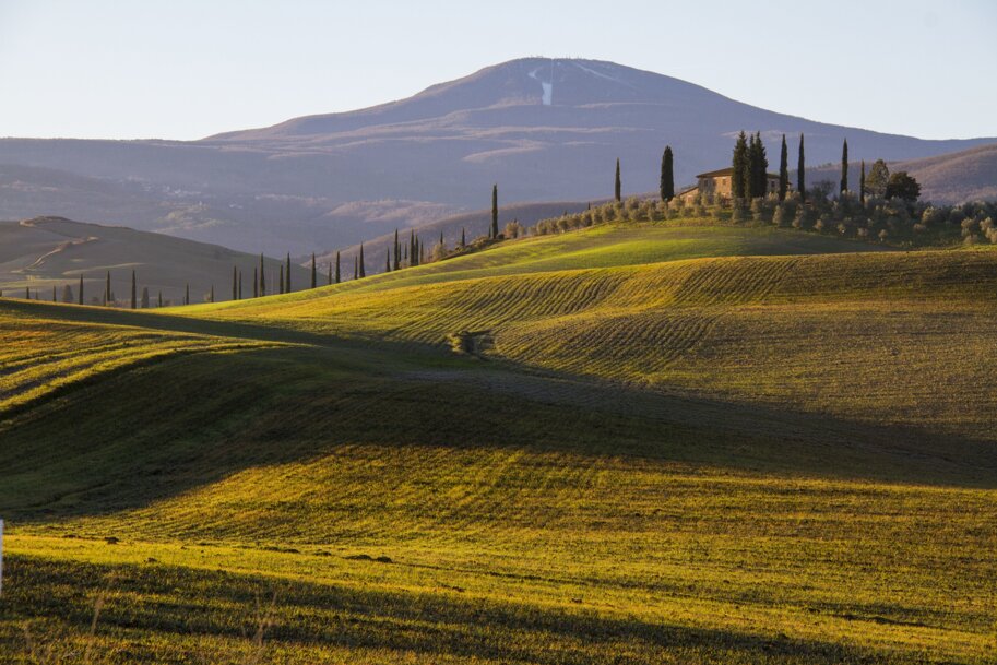 beautiful-shot-country-house-middle-field-surrounded-by-hills-clear-sky.jpeg beautiful-shot-country-house-middle-field-surrounded-by-hills-clear-sky.jpeg