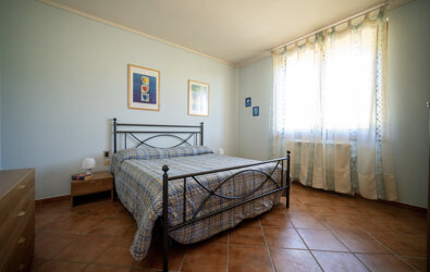 beautiful-shot-country-house-middle-field-surrounded-by-hills-clear-sky.jpeg beautiful-shot-country-house-middle-field-surrounded-by-hills-clear-sky.jpeg