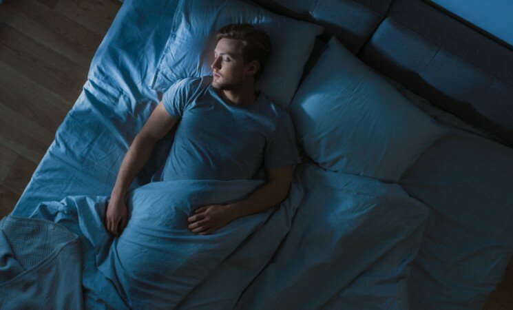 Il sonno eccessivo o insufficiente accelera l’invecchiamento Il sonno eccessivo o insufficiente accelera l’invecchiamento