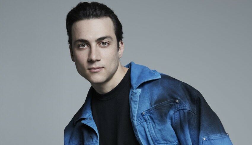 Matteo Paolillo interpreterà Gigi D’Alessio nel film “Solo se canti tu” Matteo Paolillo interpreterà Gigi D’Alessio nel film “Solo se canti tu”