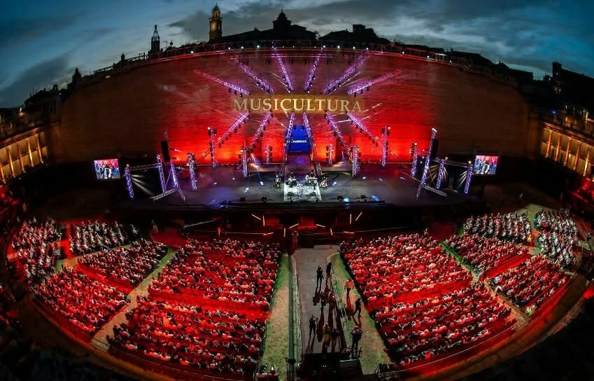 Musicultura in onda su Rai 1 il 13 luglio, al timone Carolina Di Domenico e Fabrizio Biggio