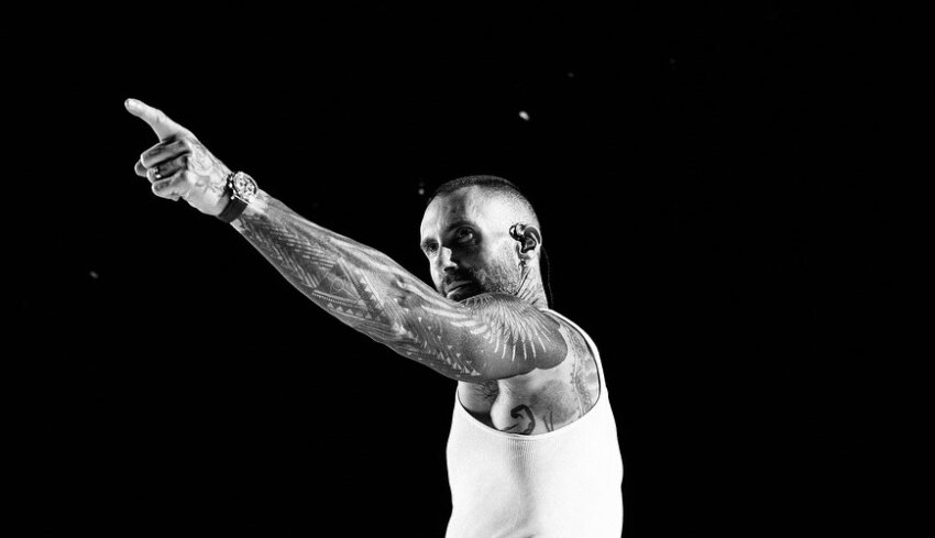 Maroon 5: fuori il singolo e video di "Love is like", tratto dall'omonimo album Maroon 5: fuori il singolo e video di "Love is like", tratto dall'omonimo album