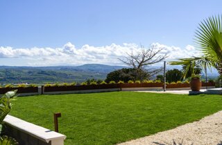 JTdCJTIyaXQlMjIlM0ElMjJWaWxsYSUyME51bnppYXRpbmElMjAlQzMlQTglMjB1bmElMjBzcGxlbmRpZGElMjB2aWxsYSUyMGltbWVyc2ElMjBuZWwlMjB2ZXJkZSUyQyUyMHNpdHVhdGElMjBpbiUyMHVuYSUyMHBvc2l6aW9uZSUyMHN0cmF0ZWdpY2ElMjB0cmElMjBDYXRhbmlhJTIwZSUyMFNpcmFjdXNhJTJDJTIwdmljaW5vJTIwYSUyMENhcmxlbnRpbmklMkMlMjBpZGVhbGUlMjBwZXIlMjBjaGklMjBkZXNpZGVyYSUyMHVuJTIwYW1iaWVudGUlMjB0cmFucXVpbGxvJTIwZSUyMHJpc2VydmF0byUyMHBlciUyMGNlbGVicmFyZSUyMG1hdHJpbW9uaSUyMGVkJTIwZXZlbnRpJTIwaW5kaW1lbnRpY2FiaWxpLiUyMCUyMExhJTIwdmlsbGElMjBvZmZyZSUyMGFtcGklMjBzcGF6aSUyMGVzdGVybmklMkMlMjB0cmElMjBjdWklM0ElMjAlMjBVbmElMjB6b25hJTIwYWRpYWNlbnRlJTIwYWxsYSUyMHBpc2NpbmElMkMlMjBwZXJmZXR0YSUyMHBlciUyMGNvY2t0YWlsJTIwZGklMjBiZW52ZW51dG8lMkMlMjBhcGVyaXRpdmklMjBvJTIwbW9tZW50aSUyMGRpJTIwcmVsYXglMjBpbW1lcnNpJTIwbmVsbGElMjBsdWNlJTIwZGVsJTIwc29sZS4lMjAlMjBVbiUyMGdyYW5kZSUyMHNwYXppbyUyMHZlcmRlJTIwZGklMjA2NTAlMjBtcSUyQyUyMGlkZWFsZSUyMHBlciUyMGFsbGVzdGltZW50aSUyMGRpJTIwYmFuY2hldHRpJTJDJTIwcHJhbnppJTIwZSUyMGNlbmUlMjBhbGwlRTIlODAlOTlhcGVydG8lMkMlMjBjb24lMjBsYSUyMHBvc3NpYmlsaXQlQzMlQTAlMjBkaSUyMG9yZ2FuaXp6YXJlJTIwbGElMjBkaXNwb3NpemlvbmUlMjBkZWdsaSUyMG9zcGl0aSUyMGluJTIwdG90YWxlJTIwbGliZXJ0JUMzJUEwLiUyMCUyMFVuJTIwc3VnZ2VzdGl2byUyMGJvc2NvJTJDJTIwdXRpbGl6emFiaWxlJTIwcGVyJTIwYnVmZmV0JTJDJTIwbW9tZW50aSUyMGNvbnZpdmlhbGklMjBvJTIwcGVyJTIwY2VsZWJyYXJlJTIwcml0aSUyMHNpbWJvbGljaSUyMGUlMjBjZXJpbW9uaWUlMjBpbiUyMHVuJUUyJTgwJTk5YXRtb3NmZXJhJTIwbmF0dXJhbGUlMjBlJTIwaW50aW1hLiUyMCUyMFNlcnZpemlvJTIwZ29sZiUyMGNhciUyMEFtcGlhJTIwcGFsZXN0cmElMjAlMjAlMjBMYSUyMHBhcnRlJTIwZGVkaWNhdGElMjBhbGxhJTIwYmFuY2hldHRpc3RpY2ElMjAlQzMlQTglMjBzZXJ2aXRhJTIwZGElMjBzZXJ2aXppJTIwaWdpZW5pY2klMjBzZXBhcmF0aSUyQyUyMGNvbW9kYW1lbnRlJTIwdmljaW5pJTIwYWxsJUUyJTgwJTk5YXJlYSUyQyUyMGdhcmFudGVuZG8lMjBwcmF0aWNpdCVDMyVBMCUyMGUlMjBjb21mb3J0JTIwYWdsaSUyMG9zcGl0aS4lMjAlMjBMYSUyMHZpbGxhJTIwZGlzcG9uZSUyMGFuY2hlJTIwZGklMjBwYXJjaGVnZ2lvJTIwcGVyJTIwZ2xpJTIwb3NwaXRpJTIwZSUyMG9mZnJlJTIwbGElMjBwb3NzaWJpbGl0JUMzJUEwJTIwZGklMjB1c3VmcnVpcmUlMjBkZWdsaSUyMHNwYXppJTIwaW50ZXJuaSUyMHBlciUyMHRyZSUyMGdpb3JuaSUyMGNvbnNlY3V0aXZpJTJDJTIwcHJldmlvJTIwYWNjb3JkbyUyMGUlMjBwcmVub3RhemlvbmUuJTIwUXVlc3RhJTIwb3B6aW9uZSUyMGNvbnNlbnRlJTIwYWdsaSUyMHNwb3NpJTIwZSUyMGFsbGUlMjBwZXJzb25lJTIwcGklQzMlQjklMjBjYXJlJTIwZGklMjB2aXZlcmUlMjBsJUUyJTgwJTk5aW50ZXJhJTIwZXNwZXJpZW56YSUyMGRlbCUyMG1hdHJpbW9uaW8lMjBpbiUyMHRvdGFsZSUyMHByaXZhY3klMjBlJTIwY29tb2RpdCVDMyVBMC4lMjAlMjBJbW1lcnNhJTIwaW4lMjB1biUyMGNvbnRlc3RvJTIwc2lsZW56aW9zbyUyMGUlMjBuYXR1cmFsZSUyQyUyMFZpbGxhJTIwTnVuemlhdGluYSUyMCVDMyVBOCUyMHBlcmZldHRhJTIwcGVyJTIwZm90b2dyYWZpZSUyMGUlMjByaXByZXNlJTIwZGFsbCVFMiU4MCU5OWFsdG8lMkMlMjBvZmZyZW5kbyUyMHNjZW5hcmklMjBlbGVnYW50aSUyMGUlMjBzdWdnZXN0aXZpJTIwcGVyJTIwY2F0dHVyYXJlJTIwb2duaSUyMG1vbWVudG8lMjBzcGVjaWFsZS4lMjAlMjBTRVJWSVpJJTIwJTIwVmlsbGElMjBOdW56aWF0aW5hJTIwb2ZmcmUlMjBhbXBpJTIwc3BhemklMjBlc3Rlcm5pJTIwZSUyMGFtYmllbnRpJTIwcmFmZmluYXRpJTJDJTIwaWRlYWxpJTIwcGVyJTIwYWNjb2dsaWVyZSUyMG1hdHJpbW9uaSUyMGVkJTIwZXZlbnRpJTIwZXNjbHVzaXZpJTNBJTIwJTVDdCVFMiU4MCVBMiU1Q3RBcmVhJTIwcGlzY2luYSUyMGNvbiUyMHpvbmElMjBhZGlhY2VudGUlMkMlMjBwZXJmZXR0YSUyMHBlciUyMGNvY2t0YWlsJTJDJTIwYXBlcml0aXZpJTIwbyUyMG1vbWVudGklMjBkaSUyMHJlbGF4JTIwaW1tZXJzaSUyMG5lbGxhJTIwbmF0dXJhJTIwZSUyMG5lbGxhJTIwbHVjZSUyMGRlbCUyMHNvbGUuJTIwJTVDdCVFMiU4MCVBMiU1Q3RBbXBpbyUyMGdpYXJkaW5vJTIwZGklMjA2NTAlMjBtcSUyQyUyMGlkZWFsZSUyMHBlciUyMGJhbmNoZXR0aSUyQyUyMHByYW56aSUyMGUlMjBjZW5lJTIwYWxsJUUyJTgwJTk5YXBlcnRvJTJDJTIwY29uJTIwbGElMjBwb3NzaWJpbGl0JUMzJUEwJTIwZGklMjBwZXJzb25hbGl6emFyZSUyMGxlJTIwZGlzcG9zaXppb25pJTIwaW4lMjBiYXNlJTIwYWxsZSUyMGVzaWdlbnplJTIwZGVnbGklMjBvc3BpdGkuJTIwJTVDdCVFMiU4MCVBMiU1Q3RCb3NjbyUyMHN1Z2dlc3Rpdm8lMkMlMjB1dGlsaXp6YWJpbGUlMjBwZXIlMjBidWZmZXQlMkMlMjBtb21lbnRpJTIwY29udml2aWFsaSUyMG8lMjBwZXIlMjByaXRpJTIwc2ltYm9saWNpJTIwZSUyMGNlcmltb25pZSUyMGluJTIwdW4lRTIlODAlOTlhdG1vc2ZlcmElMjBuYXR1cmFsZSUyMGUlMjBpbnRpbWEuJTIwJTVDdCVFMiU4MCVBMiU1Q3RQaWFubyUyMEIlMjBnYXJhbnRpdG8lM0ElMjBpbiUyMGNhc28lMjBkaSUyMGNvbmRpemlvbmklMjBtZXRlb3JvbG9naWNoZSUyMGF2dmVyc2UlMkMlMjAlQzMlQTglMjBkaXNwb25pYmlsZSUyMHVuYSUyMHRlbnNvc3RydXR0dXJhJTIwY29wZXJ0YSUyMChDcmlzdGFsKSUyMGNvbiUyMHVuYSUyMGNhcGllbnphJTIwZmlubyUyMGElMjAyNTAlMjBwZXJzb25lLiUyMChJbnNlcmlyZSUyMGZvdG8lMjB0ZW5kb3N0cnV0dHVyYSUyMENyaXN0YWwpJTIwJTIwRG90YXppb25pJTIwJTVDdCVFMiU4MCVBMiU1Q3RQaXNjaW5hJTIwJTVDdCVFMiU4MCVBMiU1Q3Rab25hJTIwc29sYXJpdW0lMjAlNUN0JUUyJTgwJUEyJTVDdEdpYXJkaW5vJTIwJTVDdCVFMiU4MCVBMiU1Q3RQYXJjaGVnZ2lvJTIwcHJpdmF0byUyMCU1Q3QlRTIlODAlQTIlNUN0QXJlYSUyMGZpdG5lc3MlMjAlNUN0JUUyJTgwJUEyJTVDdFdpLUZpJTIwJTVDdCVFMiU4MCVBMiU1Q3RBcmVhJTIwcmljZXZpbWVudGklMjAlNUN0JUUyJTgwJUEyJTVDdFNlcnZpemlvJTIwZ29sZiUyMGNhcnQlMjAlMjBDYW1lcmUlMjAlNUN0JUUyJTgwJUEyJTVDdDElMjBTdWl0ZSUyMFN1cGVyaW9yJTIwY29uJTIwdmFzY2ElMjBpZHJvbWFzc2FnZ2lvJTIwaW4lMjBjYW1lcmElMjAlNUN0JUUyJTgwJUEyJTVDdDElMjBDYW1lcmElMjBEZWx1eGUlMjAlNUN0JUUyJTgwJUEyJTVDdDElMjBDYW1lcmElMjBTdGFuZGFyZCUyMGNvbiUyMG1hbnNhcmRhJTIwJUYwJTlGJTkxJTg5JTIwVG90YWxlJTNBJTIwNyUyMHBvc3RpJTIwbGV0dG8lMjAlMjAlRTIlQjglQkIlMjAlMjBTRVJWSVpJJTIwQUdHSVVOVElWSSUyMCUyMFBlciUyMHJlbmRlcmUlMjBsJUUyJTgwJTk5ZXNwZXJpZW56YSUyMGFuY29yYSUyMHBpJUMzJUI5JTIwZXNjbHVzaXZhJTJDJTIwbGElMjB2aWxsYSUyMG1ldHRlJTIwYSUyMGRpc3Bvc2l6aW9uZSUyMHVuYSUyMHNlbGV6aW9uZSUyMGRpJTIwc2Vydml6aSUyMHByZW1pdW0lMjBmb3JuaXRpJTIwZGElMjBwYXJ0bmVyJTIwZXN0ZXJuaSUyMHF1YWxpZmljYXRpJTNBJTIwJTVDdCVFMiU4MCVBMiU1Q3RNYXNzYWdnaW8lMjBkaSUyMGNvcHBpYSUyMGNvbiUyMHZpc3RhJTIwcGFub3JhbWljYSUyMCU1Q3QlRTIlODAlQTIlNUN0UGl6emElMjBQYXJ0eSUyMCU1Q3QlRTIlODAlQTIlNUN0UG9vbCUyMFBhcnR5JTIwQnJ1bmNoJTIwJTVDdCVFMiU4MCVBMiU1Q3RUcmFzcG9ydG8lMjBwcml2YXRvJTIwJTVDdCVFMiU4MCVBMiU1Q3ROb2xlZ2dpbyUyMHlhY2h0JTIwJTIwJTIwJTIwJTIwJTIwJTIwJUUyJTgwJUEyJTIwJTIwJTIwJTIwJTIwJTIwQXV0byUyMGQlRTIlODAlOTllcG9jYSUyMCUyMCUyMCVFMiVCOCVCQiUyMCUyMENISSUyMFNJQU1PJTIwJTIwSW1tZXJzYSUyMG5lbCUyMHZlcmRlJTIwZSUyMHNpdHVhdGElMjBpbiUyMHVuYSUyMHBvc2l6aW9uZSUyMHN0cmF0ZWdpY2ElMjB0cmElMjBDYXRhbmlhJTIwZSUyMFNpcmFjdXNhJTJDJTIwYSUyMHBvY2hpJTIwcGFzc2klMjBkYSUyMENhcmxlbnRpbmklMkMlMjBWaWxsYSUyME51bnppYXRpbmElMjAlQzMlQTglMjBsYSUyMHNjZWx0YSUyMGlkZWFsZSUyMHBlciUyMGNoaSUyMGRlc2lkZXJhJTIwdW4lMjBhbWJpZW50ZSUyMHRyYW5xdWlsbG8lMjBlJTIwcmlzZXJ2YXRvJTIwcGVyJTIwY2VsZWJyYXJlJTIwbWF0cmltb25pJTIwZWQlMjBldmVudGklMjBpbmRpbWVudGljYWJpbGkuJTIwJTIwTGElMjB2aWxsYSUyMGRpc3BvbmUlMjBkaSUyMHNwYXppJTIwdmVyc2F0aWxpJTIwZSUyMHN1Z2dlc3RpdmklM0ElMjBsJUUyJTgwJTk5YXJlYSUyMHBpc2NpbmElMjBwZXIlMjBhY2NvZ2xpZXJlJTIwZ2xpJTIwb3NwaXRpJTIwY29uJTIwY29ja3RhaWwlMjBlJTIwYXBlcml0aXZpJTJDJTIwaWwlMjBnaWFyZGlubyUyMGRpJTIwNjUwJTIwbXElMjBwZXIlMjBwcmFuemklMjBlJTIwY2VuZSUyMGFsbCVFMiU4MCU5OWFwZXJ0byUyMGUlMjB1biUyMGJvc2NvJTIwaW5jYW50ZXZvbGUlMjBwZXJmZXR0byUyMHBlciUyMHJpdGklMjBzaW1ib2xpY2klMjBvJTIwbW9tZW50aSUyMGNvbnZpdmlhbGklMjBpbiUyMHVuJUUyJTgwJTk5YXRtb3NmZXJhJTIwaW50aW1hJTIwZSUyMG5hdHVyYWxlLiUyMCUyMEdsaSUyMHNwYXppJTIwaW50ZXJuaSUyQyUyMGRpc3BvbmliaWxpJTIwc3UlMjBwcmVub3RhemlvbmUlMjBwZXIlMjB1biUyMHNvZ2dpb3JubyUyMGZpbm8lMjBhJTIwdHJlJTIwZ2lvcm5pJTIwY29uc2VjdXRpdmklMkMlMjBjb25zZW50b25vJTIwYWdsaSUyMHNwb3NpJTIwZSUyMGFpJTIwbG9ybyUyMGNhcmklMjBkaSUyMHZpdmVyZSUyMGwlRTIlODAlOTlpbnRlcmElMjBlc3BlcmllbnphJTIwZGVsJTIwbWF0cmltb25pbyUyMGluJTIwdG90YWxlJTIwcHJpdmFjeSUyMGUlMjBjb21mb3J0LiUyMCUyMEdyYXppZSUyMGFsbGElMjBzdWElMjBwb3NpemlvbmUlMjBwcml2aWxlZ2lhdGElMjBlJTIwYWklMjBwYWVzYWdnaSUyMGNpcmNvc3RhbnRpJTJDJTIwVmlsbGElMjBOdW56aWF0aW5hJTIwcmFwcHJlc2VudGElMjBhbmNoZSUyMHVuYSUyMGNvcm5pY2UlMjBpZGVhbGUlMjBwZXIlMjBmb3RvZ3JhZmllJTIwZSUyMHJpcHJlc2UlMjBhZXJlZSUyQyUyMHJlZ2FsYW5kbyUyMHNjZW5hcmklMjBlbGVnYW50aSUyMGUlMjBzZW56YSUyMHRlbXBvLiUyMiU3RA== JTdCJTIyaXQlMjIlM0ElMjJWaWxsYSUyME51bnppYXRpbmElMjAlQzMlQTglMjB1bmElMjBzcGxlbmRpZGElMjB2aWxsYSUyMGltbWVyc2ElMjBuZWwlMjB2ZXJkZSUyQyUyMHNpdHVhdGElMjBpbiUyMHVuYSUyMHBvc2l6aW9uZSUyMHN0cmF0ZWdpY2ElMjB0cmElMjBDYXRhbmlhJTIwZSUyMFNpcmFjdXNhJTJDJTIwdmljaW5vJTIwYSUyMENhcmxlbnRpbmklMkMlMjBpZGVhbGUlMjBwZXIlMjBjaGklMjBkZXNpZGVyYSUyMHVuJTIwYW1iaWVudGUlMjB0cmFucXVpbGxvJTIwZSUyMHJpc2VydmF0byUyMHBlciUyMGNlbGVicmFyZSUyMG1hdHJpbW9uaSUyMGVkJTIwZXZlbnRpJTIwaW5kaW1lbnRpY2FiaWxpLiUyMCUyMExhJTIwdmlsbGElMjBvZmZyZSUyMGFtcGklMjBzcGF6aSUyMGVzdGVybmklMkMlMjB0cmElMjBjdWklM0ElMjAlMjBVbmElMjB6b25hJTIwYWRpYWNlbnRlJTIwYWxsYSUyMHBpc2NpbmElMkMlMjBwZXJmZXR0YSUyMHBlciUyMGNvY2t0YWlsJTIwZGklMjBiZW52ZW51dG8lMkMlMjBhcGVyaXRpdmklMjBvJTIwbW9tZW50aSUyMGRpJTIwcmVsYXglMjBpbW1lcnNpJTIwbmVsbGElMjBsdWNlJTIwZGVsJTIwc29sZS4lMjAlMjBVbiUyMGdyYW5kZSUyMHNwYXppbyUyMHZlcmRlJTIwZGklMjA2NTAlMjBtcSUyQyUyMGlkZWFsZSUyMHBlciUyMGFsbGVzdGltZW50aSUyMGRpJTIwYmFuY2hldHRpJTJDJTIwcHJhbnppJTIwZSUyMGNlbmUlMjBhbGwlRTIlODAlOTlhcGVydG8lMkMlMjBjb24lMjBsYSUyMHBvc3NpYmlsaXQlQzMlQTAlMjBkaSUyMG9yZ2FuaXp6YXJlJTIwbGElMjBkaXNwb3NpemlvbmUlMjBkZWdsaSUyMG9zcGl0aSUyMGluJTIwdG90YWxlJTIwbGliZXJ0JUMzJUEwLiUyMCUyMFVuJTIwc3VnZ2VzdGl2byUyMGJvc2NvJTJDJTIwdXRpbGl6emFiaWxlJTIwcGVyJTIwYnVmZmV0JTJDJTIwbW9tZW50aSUyMGNvbnZpdmlhbGklMjBvJTIwcGVyJTIwY2VsZWJyYXJlJTIwcml0aSUyMHNpbWJvbGljaSUyMGUlMjBjZXJpbW9uaWUlMjBpbiUyMHVuJUUyJTgwJTk5YXRtb3NmZXJhJTIwbmF0dXJhbGUlMjBlJTIwaW50aW1hLiUyMCUyMFNlcnZpemlvJTIwZ29sZiUyMGNhciUyMEFtcGlhJTIwcGFsZXN0cmElMjAlMjAlMjBMYSUyMHBhcnRlJTIwZGVkaWNhdGElMjBhbGxhJTIwYmFuY2hldHRpc3RpY2ElMjAlQzMlQTglMjBzZXJ2aXRhJTIwZGElMjBzZXJ2aXppJTIwaWdpZW5pY2klMjBzZXBhcmF0aSUyQyUyMGNvbW9kYW1lbnRlJTIwdmljaW5pJTIwYWxsJUUyJTgwJTk5YXJlYSUyQyUyMGdhcmFudGVuZG8lMjBwcmF0aWNpdCVDMyVBMCUyMGUlMjBjb21mb3J0JTIwYWdsaSUyMG9zcGl0aS4lMjAlMjBMYSUyMHZpbGxhJTIwZGlzcG9uZSUyMGFuY2hlJTIwZGklMjBwYXJjaGVnZ2lvJTIwcGVyJTIwZ2xpJTIwb3NwaXRpJTIwZSUyMG9mZnJlJTIwbGElMjBwb3NzaWJpbGl0JUMzJUEwJTIwZGklMjB1c3VmcnVpcmUlMjBkZWdsaSUyMHNwYXppJTIwaW50ZXJuaSUyMHBlciUyMHRyZSUyMGdpb3JuaSUyMGNvbnNlY3V0aXZpJTJDJTIwcHJldmlvJTIwYWNjb3JkbyUyMGUlMjBwcmVub3RhemlvbmUuJTIwUXVlc3RhJTIwb3B6aW9uZSUyMGNvbnNlbnRlJTIwYWdsaSUyMHNwb3NpJTIwZSUyMGFsbGUlMjBwZXJzb25lJTIwcGklQzMlQjklMjBjYXJlJTIwZGklMjB2aXZlcmUlMjBsJUUyJTgwJTk5aW50ZXJhJTIwZXNwZXJpZW56YSUyMGRlbCUyMG1hdHJpbW9uaW8lMjBpbiUyMHRvdGFsZSUyMHByaXZhY3klMjBlJTIwY29tb2RpdCVDMyVBMC4lMjAlMjBJbW1lcnNhJTIwaW4lMjB1biUyMGNvbnRlc3RvJTIwc2lsZW56aW9zbyUyMGUlMjBuYXR1cmFsZSUyQyUyMFZpbGxhJTIwTnVuemlhdGluYSUyMCVDMyVBOCUyMHBlcmZldHRhJTIwcGVyJTIwZm90b2dyYWZpZSUyMGUlMjByaXByZXNlJTIwZGFsbCVFMiU4MCU5OWFsdG8lMkMlMjBvZmZyZW5kbyUyMHNjZW5hcmklMjBlbGVnYW50aSUyMGUlMjBzdWdnZXN0aXZpJTIwcGVyJTIwY2F0dHVyYXJlJTIwb2duaSUyMG1vbWVudG8lMjBzcGVjaWFsZS4lMjAlMjBTRVJWSVpJJTIwJTIwVmlsbGElMjBOdW56aWF0aW5hJTIwb2ZmcmUlMjBhbXBpJTIwc3BhemklMjBlc3Rlcm5pJTIwZSUyMGFtYmllbnRpJTIwcmFmZmluYXRpJTJDJTIwaWRlYWxpJTIwcGVyJTIwYWNjb2dsaWVyZSUyMG1hdHJpbW9uaSUyMGVkJTIwZXZlbnRpJTIwZXNjbHVzaXZpJTNBJTIwJTVDdCVFMiU4MCVBMiU1Q3RBcmVhJTIwcGlzY2luYSUyMGNvbiUyMHpvbmElMjBhZGlhY2VudGUlMkMlMjBwZXJmZXR0YSUyMHBlciUyMGNvY2t0YWlsJTJDJTIwYXBlcml0aXZpJTIwbyUyMG1vbWVudGklMjBkaSUyMHJlbGF4JTIwaW1tZXJzaSUyMG5lbGxhJTIwbmF0dXJhJTIwZSUyMG5lbGxhJTIwbHVjZSUyMGRlbCUyMHNvbGUuJTIwJTVDdCVFMiU4MCVBMiU1Q3RBbXBpbyUyMGdpYXJkaW5vJTIwZGklMjA2NTAlMjBtcSUyQyUyMGlkZWFsZSUyMHBlciUyMGJhbmNoZXR0aSUyQyUyMHByYW56aSUyMGUlMjBjZW5lJTIwYWxsJUUyJTgwJTk5YXBlcnRvJTJDJTIwY29uJTIwbGElMjBwb3NzaWJpbGl0JUMzJUEwJTIwZGklMjBwZXJzb25hbGl6emFyZSUyMGxlJTIwZGlzcG9zaXppb25pJTIwaW4lMjBiYXNlJTIwYWxsZSUyMGVzaWdlbnplJTIwZGVnbGklMjBvc3BpdGkuJTIwJTVDdCVFMiU4MCVBMiU1Q3RCb3NjbyUyMHN1Z2dlc3Rpdm8lMkMlMjB1dGlsaXp6YWJpbGUlMjBwZXIlMjBidWZmZXQlMkMlMjBtb21lbnRpJTIwY29udml2aWFsaSUyMG8lMjBwZXIlMjByaXRpJTIwc2ltYm9saWNpJTIwZSUyMGNlcmltb25pZSUyMGluJTIwdW4lRTIlODAlOTlhdG1vc2ZlcmElMjBuYXR1cmFsZSUyMGUlMjBpbnRpbWEuJTIwJTVDdCVFMiU4MCVBMiU1Q3RQaWFubyUyMEIlMjBnYXJhbnRpdG8lM0ElMjBpbiUyMGNhc28lMjBkaSUyMGNvbmRpemlvbmklMjBtZXRlb3JvbG9naWNoZSUyMGF2dmVyc2UlMkMlMjAlQzMlQTglMjBkaXNwb25pYmlsZSUyMHVuYSUyMHRlbnNvc3RydXR0dXJhJTIwY29wZXJ0YSUyMChDcmlzdGFsKSUyMGNvbiUyMHVuYSUyMGNhcGllbnphJTIwZmlubyUyMGElMjAyNTAlMjBwZXJzb25lLiUyMChJbnNlcmlyZSUyMGZvdG8lMjB0ZW5kb3N0cnV0dHVyYSUyMENyaXN0YWwpJTIwJTIwRG90YXppb25pJTIwJTVDdCVFMiU4MCVBMiU1Q3RQaXNjaW5hJTIwJTVDdCVFMiU4MCVBMiU1Q3Rab25hJTIwc29sYXJpdW0lMjAlNUN0JUUyJTgwJUEyJTVDdEdpYXJkaW5vJTIwJTVDdCVFMiU4MCVBMiU1Q3RQYXJjaGVnZ2lvJTIwcHJpdmF0byUyMCU1Q3QlRTIlODAlQTIlNUN0QXJlYSUyMGZpdG5lc3MlMjAlNUN0JUUyJTgwJUEyJTVDdFdpLUZpJTIwJTVDdCVFMiU4MCVBMiU1Q3RBcmVhJTIwcmljZXZpbWVudGklMjAlNUN0JUUyJTgwJUEyJTVDdFNlcnZpemlvJTIwZ29sZiUyMGNhcnQlMjAlMjBDYW1lcmUlMjAlNUN0JUUyJTgwJUEyJTVDdDElMjBTdWl0ZSUyMFN1cGVyaW9yJTIwY29uJTIwdmFzY2ElMjBpZHJvbWFzc2FnZ2lvJTIwaW4lMjBjYW1lcmElMjAlNUN0JUUyJTgwJUEyJTVDdDElMjBDYW1lcmElMjBEZWx1eGUlMjAlNUN0JUUyJTgwJUEyJTVDdDElMjBDYW1lcmElMjBTdGFuZGFyZCUyMGNvbiUyMG1hbnNhcmRhJTIwJUYwJTlGJTkxJTg5JTIwVG90YWxlJTNBJTIwNyUyMHBvc3RpJTIwbGV0dG8lMjAlMjAlRTIlQjglQkIlMjAlMjBTRVJWSVpJJTIwQUdHSVVOVElWSSUyMCUyMFBlciUyMHJlbmRlcmUlMjBsJUUyJTgwJTk5ZXNwZXJpZW56YSUyMGFuY29yYSUyMHBpJUMzJUI5JTIwZXNjbHVzaXZhJTJDJTIwbGElMjB2aWxsYSUyMG1ldHRlJTIwYSUyMGRpc3Bvc2l6aW9uZSUyMHVuYSUyMHNlbGV6aW9uZSUyMGRpJTIwc2Vydml6aSUyMHByZW1pdW0lMjBmb3JuaXRpJTIwZGElMjBwYXJ0bmVyJTIwZXN0ZXJuaSUyMHF1YWxpZmljYXRpJTNBJTIwJTVDdCVFMiU4MCVBMiU1Q3RNYXNzYWdnaW8lMjBkaSUyMGNvcHBpYSUyMGNvbiUyMHZpc3RhJTIwcGFub3JhbWljYSUyMCU1Q3QlRTIlODAlQTIlNUN0UGl6emElMjBQYXJ0eSUyMCU1Q3QlRTIlODAlQTIlNUN0UG9vbCUyMFBhcnR5JTIwQnJ1bmNoJTIwJTVDdCVFMiU4MCVBMiU1Q3RUcmFzcG9ydG8lMjBwcml2YXRvJTIwJTVDdCVFMiU4MCVBMiU1Q3ROb2xlZ2dpbyUyMHlhY2h0JTIwJTIwJTIwJTIwJTIwJTIwJTIwJUUyJTgwJUEyJTIwJTIwJTIwJTIwJTIwJTIwQXV0byUyMGQlRTIlODAlOTllcG9jYSUyMCUyMCUyMCVFMiVCOCVCQiUyMCUyMENISSUyMFNJQU1PJTIwJTIwSW1tZXJzYSUyMG5lbCUyMHZlcmRlJTIwZSUyMHNpdHVhdGElMjBpbiUyMHVuYSUyMHBvc2l6aW9uZSUyMHN0cmF0ZWdpY2ElMjB0cmElMjBDYXRhbmlhJTIwZSUyMFNpcmFjdXNhJTJDJTIwYSUyMHBvY2hpJTIwcGFzc2klMjBkYSUyMENhcmxlbnRpbmklMkMlMjBWaWxsYSUyME51bnppYXRpbmElMjAlQzMlQTglMjBsYSUyMHNjZWx0YSUyMGlkZWFsZSUyMHBlciUyMGNoaSUyMGRlc2lkZXJhJTIwdW4lMjBhbWJpZW50ZSUyMHRyYW5xdWlsbG8lMjBlJTIwcmlzZXJ2YXRvJTIwcGVyJTIwY2VsZWJyYXJlJTIwbWF0cmltb25pJTIwZWQlMjBldmVudGklMjBpbmRpbWVudGljYWJpbGkuJTIwJTIwTGElMjB2aWxsYSUyMGRpc3BvbmUlMjBkaSUyMHNwYXppJTIwdmVyc2F0aWxpJTIwZSUyMHN1Z2dlc3RpdmklM0ElMjBsJUUyJTgwJTk5YXJlYSUyMHBpc2NpbmElMjBwZXIlMjBhY2NvZ2xpZXJlJTIwZ2xpJTIwb3NwaXRpJTIwY29uJTIwY29ja3RhaWwlMjBlJTIwYXBlcml0aXZpJTJDJTIwaWwlMjBnaWFyZGlubyUyMGRpJTIwNjUwJTIwbXElMjBwZXIlMjBwcmFuemklMjBlJTIwY2VuZSUyMGFsbCVFMiU4MCU5OWFwZXJ0byUyMGUlMjB1biUyMGJvc2NvJTIwaW5jYW50ZXZvbGUlMjBwZXJmZXR0byUyMHBlciUyMHJpdGklMjBzaW1ib2xpY2klMjBvJTIwbW9tZW50aSUyMGNvbnZpdmlhbGklMjBpbiUyMHVuJUUyJTgwJTk5YXRtb3NmZXJhJTIwaW50aW1hJTIwZSUyMG5hdHVyYWxlLiUyMCUyMEdsaSUyMHNwYXppJTIwaW50ZXJuaSUyQyUyMGRpc3BvbmliaWxpJTIwc3UlMjBwcmVub3RhemlvbmUlMjBwZXIlMjB1biUyMHNvZ2dpb3JubyUyMGZpbm8lMjBhJTIwdHJlJTIwZ2lvcm5pJTIwY29uc2VjdXRpdmklMkMlMjBjb25zZW50b25vJTIwYWdsaSUyMHNwb3NpJTIwZSUyMGFpJTIwbG9ybyUyMGNhcmklMjBkaSUyMHZpdmVyZSUyMGwlRTIlODAlOTlpbnRlcmElMjBlc3BlcmllbnphJTIwZGVsJTIwbWF0cmltb25pbyUyMGluJTIwdG90YWxlJTIwcHJpdmFjeSUyMGUlMjBjb21mb3J0LiUyMCUyMEdyYXppZSUyMGFsbGElMjBzdWElMjBwb3NpemlvbmUlMjBwcml2aWxlZ2lhdGElMjBlJTIwYWklMjBwYWVzYWdnaSUyMGNpcmNvc3RhbnRpJTJDJTIwVmlsbGElMjBOdW56aWF0aW5hJTIwcmFwcHJlc2VudGElMjBhbmNoZSUyMHVuYSUyMGNvcm5pY2UlMjBpZGVhbGUlMjBwZXIlMjBmb3RvZ3JhZmllJTIwZSUyMHJpcHJlc2UlMjBhZXJlZSUyQyUyMHJlZ2FsYW5kbyUyMHNjZW5hcmklMjBlbGVnYW50aSUyMGUlMjBzZW56YSUyMHRlbXBvLiUyMiU3RA==