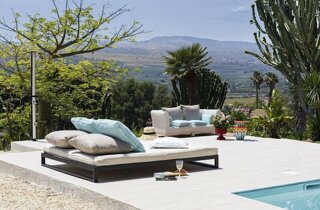 JTdCJTIyaXQlMjIlM0ElMjJWaWxsYSUyME51bnppYXRpbmElMjAlQzMlQTglMjB1bmElMjBzcGxlbmRpZGElMjB2aWxsYSUyMGltbWVyc2ElMjBuZWwlMjB2ZXJkZSUyQyUyMHNpdHVhdGElMjBpbiUyMHVuYSUyMHBvc2l6aW9uZSUyMHN0cmF0ZWdpY2ElMjB0cmElMjBDYXRhbmlhJTIwZSUyMFNpcmFjdXNhJTJDJTIwdmljaW5vJTIwYSUyMENhcmxlbnRpbmklMkMlMjBpZGVhbGUlMjBwZXIlMjBjaGklMjBkZXNpZGVyYSUyMHVuJTIwYW1iaWVudGUlMjB0cmFucXVpbGxvJTIwZSUyMHJpc2VydmF0byUyMHBlciUyMGNlbGVicmFyZSUyMG1hdHJpbW9uaSUyMGVkJTIwZXZlbnRpJTIwaW5kaW1lbnRpY2FiaWxpLiUyMCUyMExhJTIwdmlsbGElMjBvZmZyZSUyMGFtcGklMjBzcGF6aSUyMGVzdGVybmklMkMlMjB0cmElMjBjdWklM0ElMjAlMjBVbmElMjB6b25hJTIwYWRpYWNlbnRlJTIwYWxsYSUyMHBpc2NpbmElMkMlMjBwZXJmZXR0YSUyMHBlciUyMGNvY2t0YWlsJTIwZGklMjBiZW52ZW51dG8lMkMlMjBhcGVyaXRpdmklMjBvJTIwbW9tZW50aSUyMGRpJTIwcmVsYXglMjBpbW1lcnNpJTIwbmVsbGElMjBsdWNlJTIwZGVsJTIwc29sZS4lMjAlMjBVbiUyMGdyYW5kZSUyMHNwYXppbyUyMHZlcmRlJTIwZGklMjA2NTAlMjBtcSUyQyUyMGlkZWFsZSUyMHBlciUyMGFsbGVzdGltZW50aSUyMGRpJTIwYmFuY2hldHRpJTJDJTIwcHJhbnppJTIwZSUyMGNlbmUlMjBhbGwlRTIlODAlOTlhcGVydG8lMkMlMjBjb24lMjBsYSUyMHBvc3NpYmlsaXQlQzMlQTAlMjBkaSUyMG9yZ2FuaXp6YXJlJTIwbGElMjBkaXNwb3NpemlvbmUlMjBkZWdsaSUyMG9zcGl0aSUyMGluJTIwdG90YWxlJTIwbGliZXJ0JUMzJUEwLiUyMCUyMFVuJTIwc3VnZ2VzdGl2byUyMGJvc2NvJTJDJTIwdXRpbGl6emFiaWxlJTIwcGVyJTIwYnVmZmV0JTJDJTIwbW9tZW50aSUyMGNvbnZpdmlhbGklMjBvJTIwcGVyJTIwY2VsZWJyYXJlJTIwcml0aSUyMHNpbWJvbGljaSUyMGUlMjBjZXJpbW9uaWUlMjBpbiUyMHVuJUUyJTgwJTk5YXRtb3NmZXJhJTIwbmF0dXJhbGUlMjBlJTIwaW50aW1hLiUyMCUyMFNlcnZpemlvJTIwZ29sZiUyMGNhciUyMEFtcGlhJTIwcGFsZXN0cmElMjAlMjAlMjBMYSUyMHBhcnRlJTIwZGVkaWNhdGElMjBhbGxhJTIwYmFuY2hldHRpc3RpY2ElMjAlQzMlQTglMjBzZXJ2aXRhJTIwZGElMjBzZXJ2aXppJTIwaWdpZW5pY2klMjBzZXBhcmF0aSUyQyUyMGNvbW9kYW1lbnRlJTIwdmljaW5pJTIwYWxsJUUyJTgwJTk5YXJlYSUyQyUyMGdhcmFudGVuZG8lMjBwcmF0aWNpdCVDMyVBMCUyMGUlMjBjb21mb3J0JTIwYWdsaSUyMG9zcGl0aS4lMjAlMjBMYSUyMHZpbGxhJTIwZGlzcG9uZSUyMGFuY2hlJTIwZGklMjBwYXJjaGVnZ2lvJTIwcGVyJTIwZ2xpJTIwb3NwaXRpJTIwZSUyMG9mZnJlJTIwbGElMjBwb3NzaWJpbGl0JUMzJUEwJTIwZGklMjB1c3VmcnVpcmUlMjBkZWdsaSUyMHNwYXppJTIwaW50ZXJuaSUyMHBlciUyMHRyZSUyMGdpb3JuaSUyMGNvbnNlY3V0aXZpJTJDJTIwcHJldmlvJTIwYWNjb3JkbyUyMGUlMjBwcmVub3RhemlvbmUuJTIwUXVlc3RhJTIwb3B6aW9uZSUyMGNvbnNlbnRlJTIwYWdsaSUyMHNwb3NpJTIwZSUyMGFsbGUlMjBwZXJzb25lJTIwcGklQzMlQjklMjBjYXJlJTIwZGklMjB2aXZlcmUlMjBsJUUyJTgwJTk5aW50ZXJhJTIwZXNwZXJpZW56YSUyMGRlbCUyMG1hdHJpbW9uaW8lMjBpbiUyMHRvdGFsZSUyMHByaXZhY3klMjBlJTIwY29tb2RpdCVDMyVBMC4lMjAlMjBJbW1lcnNhJTIwaW4lMjB1biUyMGNvbnRlc3RvJTIwc2lsZW56aW9zbyUyMGUlMjBuYXR1cmFsZSUyQyUyMFZpbGxhJTIwTnVuemlhdGluYSUyMCVDMyVBOCUyMHBlcmZldHRhJTIwcGVyJTIwZm90b2dyYWZpZSUyMGUlMjByaXByZXNlJTIwZGFsbCVFMiU4MCU5OWFsdG8lMkMlMjBvZmZyZW5kbyUyMHNjZW5hcmklMjBlbGVnYW50aSUyMGUlMjBzdWdnZXN0aXZpJTIwcGVyJTIwY2F0dHVyYXJlJTIwb2duaSUyMG1vbWVudG8lMjBzcGVjaWFsZS4lMjAlMjBTRVJWSVpJJTIwJTIwVmlsbGElMjBOdW56aWF0aW5hJTIwb2ZmcmUlMjBhbXBpJTIwc3BhemklMjBlc3Rlcm5pJTIwZSUyMGFtYmllbnRpJTIwcmFmZmluYXRpJTJDJTIwaWRlYWxpJTIwcGVyJTIwYWNjb2dsaWVyZSUyMG1hdHJpbW9uaSUyMGVkJTIwZXZlbnRpJTIwZXNjbHVzaXZpJTNBJTIwJTVDdCVFMiU4MCVBMiU1Q3RBcmVhJTIwcGlzY2luYSUyMGNvbiUyMHpvbmElMjBhZGlhY2VudGUlMkMlMjBwZXJmZXR0YSUyMHBlciUyMGNvY2t0YWlsJTJDJTIwYXBlcml0aXZpJTIwbyUyMG1vbWVudGklMjBkaSUyMHJlbGF4JTIwaW1tZXJzaSUyMG5lbGxhJTIwbmF0dXJhJTIwZSUyMG5lbGxhJTIwbHVjZSUyMGRlbCUyMHNvbGUuJTIwJTVDdCVFMiU4MCVBMiU1Q3RBbXBpbyUyMGdpYXJkaW5vJTIwZGklMjA2NTAlMjBtcSUyQyUyMGlkZWFsZSUyMHBlciUyMGJhbmNoZXR0aSUyQyUyMHByYW56aSUyMGUlMjBjZW5lJTIwYWxsJUUyJTgwJTk5YXBlcnRvJTJDJTIwY29uJTIwbGElMjBwb3NzaWJpbGl0JUMzJUEwJTIwZGklMjBwZXJzb25hbGl6emFyZSUyMGxlJTIwZGlzcG9zaXppb25pJTIwaW4lMjBiYXNlJTIwYWxsZSUyMGVzaWdlbnplJTIwZGVnbGklMjBvc3BpdGkuJTIwJTVDdCVFMiU4MCVBMiU1Q3RCb3NjbyUyMHN1Z2dlc3Rpdm8lMkMlMjB1dGlsaXp6YWJpbGUlMjBwZXIlMjBidWZmZXQlMkMlMjBtb21lbnRpJTIwY29udml2aWFsaSUyMG8lMjBwZXIlMjByaXRpJTIwc2ltYm9saWNpJTIwZSUyMGNlcmltb25pZSUyMGluJTIwdW4lRTIlODAlOTlhdG1vc2ZlcmElMjBuYXR1cmFsZSUyMGUlMjBpbnRpbWEuJTIwJTVDdCVFMiU4MCVBMiU1Q3RQaWFubyUyMEIlMjBnYXJhbnRpdG8lM0ElMjBpbiUyMGNhc28lMjBkaSUyMGNvbmRpemlvbmklMjBtZXRlb3JvbG9naWNoZSUyMGF2dmVyc2UlMkMlMjAlQzMlQTglMjBkaXNwb25pYmlsZSUyMHVuYSUyMHRlbnNvc3RydXR0dXJhJTIwY29wZXJ0YSUyMChDcmlzdGFsKSUyMGNvbiUyMHVuYSUyMGNhcGllbnphJTIwZmlubyUyMGElMjAyNTAlMjBwZXJzb25lLiUyMChJbnNlcmlyZSUyMGZvdG8lMjB0ZW5kb3N0cnV0dHVyYSUyMENyaXN0YWwpJTIwJTIwRG90YXppb25pJTIwJTVDdCVFMiU4MCVBMiU1Q3RQaXNjaW5hJTIwJTVDdCVFMiU4MCVBMiU1Q3Rab25hJTIwc29sYXJpdW0lMjAlNUN0JUUyJTgwJUEyJTVDdEdpYXJkaW5vJTIwJTVDdCVFMiU4MCVBMiU1Q3RQYXJjaGVnZ2lvJTIwcHJpdmF0byUyMCU1Q3QlRTIlODAlQTIlNUN0QXJlYSUyMGZpdG5lc3MlMjAlNUN0JUUyJTgwJUEyJTVDdFdpLUZpJTIwJTVDdCVFMiU4MCVBMiU1Q3RBcmVhJTIwcmljZXZpbWVudGklMjAlNUN0JUUyJTgwJUEyJTVDdFNlcnZpemlvJTIwZ29sZiUyMGNhcnQlMjAlMjBDYW1lcmUlMjAlNUN0JUUyJTgwJUEyJTVDdDElMjBTdWl0ZSUyMFN1cGVyaW9yJTIwY29uJTIwdmFzY2ElMjBpZHJvbWFzc2FnZ2lvJTIwaW4lMjBjYW1lcmElMjAlNUN0JUUyJTgwJUEyJTVDdDElMjBDYW1lcmElMjBEZWx1eGUlMjAlNUN0JUUyJTgwJUEyJTVDdDElMjBDYW1lcmElMjBTdGFuZGFyZCUyMGNvbiUyMG1hbnNhcmRhJTIwJUYwJTlGJTkxJTg5JTIwVG90YWxlJTNBJTIwNyUyMHBvc3RpJTIwbGV0dG8lMjAlMjAlRTIlQjglQkIlMjAlMjBTRVJWSVpJJTIwQUdHSVVOVElWSSUyMCUyMFBlciUyMHJlbmRlcmUlMjBsJUUyJTgwJTk5ZXNwZXJpZW56YSUyMGFuY29yYSUyMHBpJUMzJUI5JTIwZXNjbHVzaXZhJTJDJTIwbGElMjB2aWxsYSUyMG1ldHRlJTIwYSUyMGRpc3Bvc2l6aW9uZSUyMHVuYSUyMHNlbGV6aW9uZSUyMGRpJTIwc2Vydml6aSUyMHByZW1pdW0lMjBmb3JuaXRpJTIwZGElMjBwYXJ0bmVyJTIwZXN0ZXJuaSUyMHF1YWxpZmljYXRpJTNBJTIwJTVDdCVFMiU4MCVBMiU1Q3RNYXNzYWdnaW8lMjBkaSUyMGNvcHBpYSUyMGNvbiUyMHZpc3RhJTIwcGFub3JhbWljYSUyMCU1Q3QlRTIlODAlQTIlNUN0UGl6emElMjBQYXJ0eSUyMCU1Q3QlRTIlODAlQTIlNUN0UG9vbCUyMFBhcnR5JTIwQnJ1bmNoJTIwJTVDdCVFMiU4MCVBMiU1Q3RUcmFzcG9ydG8lMjBwcml2YXRvJTIwJTVDdCVFMiU4MCVBMiU1Q3ROb2xlZ2dpbyUyMHlhY2h0JTIwJTIwJTIwJTIwJTIwJTIwJTIwJUUyJTgwJUEyJTIwJTIwJTIwJTIwJTIwJTIwQXV0byUyMGQlRTIlODAlOTllcG9jYSUyMCUyMCUyMCVFMiVCOCVCQiUyMCUyMENISSUyMFNJQU1PJTIwJTIwSW1tZXJzYSUyMG5lbCUyMHZlcmRlJTIwZSUyMHNpdHVhdGElMjBpbiUyMHVuYSUyMHBvc2l6aW9uZSUyMHN0cmF0ZWdpY2ElMjB0cmElMjBDYXRhbmlhJTIwZSUyMFNpcmFjdXNhJTJDJTIwYSUyMHBvY2hpJTIwcGFzc2klMjBkYSUyMENhcmxlbnRpbmklMkMlMjBWaWxsYSUyME51bnppYXRpbmElMjAlQzMlQTglMjBsYSUyMHNjZWx0YSUyMGlkZWFsZSUyMHBlciUyMGNoaSUyMGRlc2lkZXJhJTIwdW4lMjBhbWJpZW50ZSUyMHRyYW5xdWlsbG8lMjBlJTIwcmlzZXJ2YXRvJTIwcGVyJTIwY2VsZWJyYXJlJTIwbWF0cmltb25pJTIwZWQlMjBldmVudGklMjBpbmRpbWVudGljYWJpbGkuJTIwJTIwTGElMjB2aWxsYSUyMGRpc3BvbmUlMjBkaSUyMHNwYXppJTIwdmVyc2F0aWxpJTIwZSUyMHN1Z2dlc3RpdmklM0ElMjBsJUUyJTgwJTk5YXJlYSUyMHBpc2NpbmElMjBwZXIlMjBhY2NvZ2xpZXJlJTIwZ2xpJTIwb3NwaXRpJTIwY29uJTIwY29ja3RhaWwlMjBlJTIwYXBlcml0aXZpJTJDJTIwaWwlMjBnaWFyZGlubyUyMGRpJTIwNjUwJTIwbXElMjBwZXIlMjBwcmFuemklMjBlJTIwY2VuZSUyMGFsbCVFMiU4MCU5OWFwZXJ0byUyMGUlMjB1biUyMGJvc2NvJTIwaW5jYW50ZXZvbGUlMjBwZXJmZXR0byUyMHBlciUyMHJpdGklMjBzaW1ib2xpY2klMjBvJTIwbW9tZW50aSUyMGNvbnZpdmlhbGklMjBpbiUyMHVuJUUyJTgwJTk5YXRtb3NmZXJhJTIwaW50aW1hJTIwZSUyMG5hdHVyYWxlLiUyMCUyMEdsaSUyMHNwYXppJTIwaW50ZXJuaSUyQyUyMGRpc3BvbmliaWxpJTIwc3UlMjBwcmVub3RhemlvbmUlMjBwZXIlMjB1biUyMHNvZ2dpb3JubyUyMGZpbm8lMjBhJTIwdHJlJTIwZ2lvcm5pJTIwY29uc2VjdXRpdmklMkMlMjBjb25zZW50b25vJTIwYWdsaSUyMHNwb3NpJTIwZSUyMGFpJTIwbG9ybyUyMGNhcmklMjBkaSUyMHZpdmVyZSUyMGwlRTIlODAlOTlpbnRlcmElMjBlc3BlcmllbnphJTIwZGVsJTIwbWF0cmltb25pbyUyMGluJTIwdG90YWxlJTIwcHJpdmFjeSUyMGUlMjBjb21mb3J0LiUyMCUyMEdyYXppZSUyMGFsbGElMjBzdWElMjBwb3NpemlvbmUlMjBwcml2aWxlZ2lhdGElMjBlJTIwYWklMjBwYWVzYWdnaSUyMGNpcmNvc3RhbnRpJTJDJTIwVmlsbGElMjBOdW56aWF0aW5hJTIwcmFwcHJlc2VudGElMjBhbmNoZSUyMHVuYSUyMGNvcm5pY2UlMjBpZGVhbGUlMjBwZXIlMjBmb3RvZ3JhZmllJTIwZSUyMHJpcHJlc2UlMjBhZXJlZSUyQyUyMHJlZ2FsYW5kbyUyMHNjZW5hcmklMjBlbGVnYW50aSUyMGUlMjBzZW56YSUyMHRlbXBvLiUyMiU3RA== JTdCJTIyaXQlMjIlM0ElMjJWaWxsYSUyME51bnppYXRpbmElMjAlQzMlQTglMjB1bmElMjBzcGxlbmRpZGElMjB2aWxsYSUyMGltbWVyc2ElMjBuZWwlMjB2ZXJkZSUyQyUyMHNpdHVhdGElMjBpbiUyMHVuYSUyMHBvc2l6aW9uZSUyMHN0cmF0ZWdpY2ElMjB0cmElMjBDYXRhbmlhJTIwZSUyMFNpcmFjdXNhJTJDJTIwdmljaW5vJTIwYSUyMENhcmxlbnRpbmklMkMlMjBpZGVhbGUlMjBwZXIlMjBjaGklMjBkZXNpZGVyYSUyMHVuJTIwYW1iaWVudGUlMjB0cmFucXVpbGxvJTIwZSUyMHJpc2VydmF0byUyMHBlciUyMGNlbGVicmFyZSUyMG1hdHJpbW9uaSUyMGVkJTIwZXZlbnRpJTIwaW5kaW1lbnRpY2FiaWxpLiUyMCUyMExhJTIwdmlsbGElMjBvZmZyZSUyMGFtcGklMjBzcGF6aSUyMGVzdGVybmklMkMlMjB0cmElMjBjdWklM0ElMjAlMjBVbmElMjB6b25hJTIwYWRpYWNlbnRlJTIwYWxsYSUyMHBpc2NpbmElMkMlMjBwZXJmZXR0YSUyMHBlciUyMGNvY2t0YWlsJTIwZGklMjBiZW52ZW51dG8lMkMlMjBhcGVyaXRpdmklMjBvJTIwbW9tZW50aSUyMGRpJTIwcmVsYXglMjBpbW1lcnNpJTIwbmVsbGElMjBsdWNlJTIwZGVsJTIwc29sZS4lMjAlMjBVbiUyMGdyYW5kZSUyMHNwYXppbyUyMHZlcmRlJTIwZGklMjA2NTAlMjBtcSUyQyUyMGlkZWFsZSUyMHBlciUyMGFsbGVzdGltZW50aSUyMGRpJTIwYmFuY2hldHRpJTJDJTIwcHJhbnppJTIwZSUyMGNlbmUlMjBhbGwlRTIlODAlOTlhcGVydG8lMkMlMjBjb24lMjBsYSUyMHBvc3NpYmlsaXQlQzMlQTAlMjBkaSUyMG9yZ2FuaXp6YXJlJTIwbGElMjBkaXNwb3NpemlvbmUlMjBkZWdsaSUyMG9zcGl0aSUyMGluJTIwdG90YWxlJTIwbGliZXJ0JUMzJUEwLiUyMCUyMFVuJTIwc3VnZ2VzdGl2byUyMGJvc2NvJTJDJTIwdXRpbGl6emFiaWxlJTIwcGVyJTIwYnVmZmV0JTJDJTIwbW9tZW50aSUyMGNvbnZpdmlhbGklMjBvJTIwcGVyJTIwY2VsZWJyYXJlJTIwcml0aSUyMHNpbWJvbGljaSUyMGUlMjBjZXJpbW9uaWUlMjBpbiUyMHVuJUUyJTgwJTk5YXRtb3NmZXJhJTIwbmF0dXJhbGUlMjBlJTIwaW50aW1hLiUyMCUyMFNlcnZpemlvJTIwZ29sZiUyMGNhciUyMEFtcGlhJTIwcGFsZXN0cmElMjAlMjAlMjBMYSUyMHBhcnRlJTIwZGVkaWNhdGElMjBhbGxhJTIwYmFuY2hldHRpc3RpY2ElMjAlQzMlQTglMjBzZXJ2aXRhJTIwZGElMjBzZXJ2aXppJTIwaWdpZW5pY2klMjBzZXBhcmF0aSUyQyUyMGNvbW9kYW1lbnRlJTIwdmljaW5pJTIwYWxsJUUyJTgwJTk5YXJlYSUyQyUyMGdhcmFudGVuZG8lMjBwcmF0aWNpdCVDMyVBMCUyMGUlMjBjb21mb3J0JTIwYWdsaSUyMG9zcGl0aS4lMjAlMjBMYSUyMHZpbGxhJTIwZGlzcG9uZSUyMGFuY2hlJTIwZGklMjBwYXJjaGVnZ2lvJTIwcGVyJTIwZ2xpJTIwb3NwaXRpJTIwZSUyMG9mZnJlJTIwbGElMjBwb3NzaWJpbGl0JUMzJUEwJTIwZGklMjB1c3VmcnVpcmUlMjBkZWdsaSUyMHNwYXppJTIwaW50ZXJuaSUyMHBlciUyMHRyZSUyMGdpb3JuaSUyMGNvbnNlY3V0aXZpJTJDJTIwcHJldmlvJTIwYWNjb3JkbyUyMGUlMjBwcmVub3RhemlvbmUuJTIwUXVlc3RhJTIwb3B6aW9uZSUyMGNvbnNlbnRlJTIwYWdsaSUyMHNwb3NpJTIwZSUyMGFsbGUlMjBwZXJzb25lJTIwcGklQzMlQjklMjBjYXJlJTIwZGklMjB2aXZlcmUlMjBsJUUyJTgwJTk5aW50ZXJhJTIwZXNwZXJpZW56YSUyMGRlbCUyMG1hdHJpbW9uaW8lMjBpbiUyMHRvdGFsZSUyMHByaXZhY3klMjBlJTIwY29tb2RpdCVDMyVBMC4lMjAlMjBJbW1lcnNhJTIwaW4lMjB1biUyMGNvbnRlc3RvJTIwc2lsZW56aW9zbyUyMGUlMjBuYXR1cmFsZSUyQyUyMFZpbGxhJTIwTnVuemlhdGluYSUyMCVDMyVBOCUyMHBlcmZldHRhJTIwcGVyJTIwZm90b2dyYWZpZSUyMGUlMjByaXByZXNlJTIwZGFsbCVFMiU4MCU5OWFsdG8lMkMlMjBvZmZyZW5kbyUyMHNjZW5hcmklMjBlbGVnYW50aSUyMGUlMjBzdWdnZXN0aXZpJTIwcGVyJTIwY2F0dHVyYXJlJTIwb2duaSUyMG1vbWVudG8lMjBzcGVjaWFsZS4lMjAlMjBTRVJWSVpJJTIwJTIwVmlsbGElMjBOdW56aWF0aW5hJTIwb2ZmcmUlMjBhbXBpJTIwc3BhemklMjBlc3Rlcm5pJTIwZSUyMGFtYmllbnRpJTIwcmFmZmluYXRpJTJDJTIwaWRlYWxpJTIwcGVyJTIwYWNjb2dsaWVyZSUyMG1hdHJpbW9uaSUyMGVkJTIwZXZlbnRpJTIwZXNjbHVzaXZpJTNBJTIwJTVDdCVFMiU4MCVBMiU1Q3RBcmVhJTIwcGlzY2luYSUyMGNvbiUyMHpvbmElMjBhZGlhY2VudGUlMkMlMjBwZXJmZXR0YSUyMHBlciUyMGNvY2t0YWlsJTJDJTIwYXBlcml0aXZpJTIwbyUyMG1vbWVudGklMjBkaSUyMHJlbGF4JTIwaW1tZXJzaSUyMG5lbGxhJTIwbmF0dXJhJTIwZSUyMG5lbGxhJTIwbHVjZSUyMGRlbCUyMHNvbGUuJTIwJTVDdCVFMiU4MCVBMiU1Q3RBbXBpbyUyMGdpYXJkaW5vJTIwZGklMjA2NTAlMjBtcSUyQyUyMGlkZWFsZSUyMHBlciUyMGJhbmNoZXR0aSUyQyUyMHByYW56aSUyMGUlMjBjZW5lJTIwYWxsJUUyJTgwJTk5YXBlcnRvJTJDJTIwY29uJTIwbGElMjBwb3NzaWJpbGl0JUMzJUEwJTIwZGklMjBwZXJzb25hbGl6emFyZSUyMGxlJTIwZGlzcG9zaXppb25pJTIwaW4lMjBiYXNlJTIwYWxsZSUyMGVzaWdlbnplJTIwZGVnbGklMjBvc3BpdGkuJTIwJTVDdCVFMiU4MCVBMiU1Q3RCb3NjbyUyMHN1Z2dlc3Rpdm8lMkMlMjB1dGlsaXp6YWJpbGUlMjBwZXIlMjBidWZmZXQlMkMlMjBtb21lbnRpJTIwY29udml2aWFsaSUyMG8lMjBwZXIlMjByaXRpJTIwc2ltYm9saWNpJTIwZSUyMGNlcmltb25pZSUyMGluJTIwdW4lRTIlODAlOTlhdG1vc2ZlcmElMjBuYXR1cmFsZSUyMGUlMjBpbnRpbWEuJTIwJTVDdCVFMiU4MCVBMiU1Q3RQaWFubyUyMEIlMjBnYXJhbnRpdG8lM0ElMjBpbiUyMGNhc28lMjBkaSUyMGNvbmRpemlvbmklMjBtZXRlb3JvbG9naWNoZSUyMGF2dmVyc2UlMkMlMjAlQzMlQTglMjBkaXNwb25pYmlsZSUyMHVuYSUyMHRlbnNvc3RydXR0dXJhJTIwY29wZXJ0YSUyMChDcmlzdGFsKSUyMGNvbiUyMHVuYSUyMGNhcGllbnphJTIwZmlubyUyMGElMjAyNTAlMjBwZXJzb25lLiUyMChJbnNlcmlyZSUyMGZvdG8lMjB0ZW5kb3N0cnV0dHVyYSUyMENyaXN0YWwpJTIwJTIwRG90YXppb25pJTIwJTVDdCVFMiU4MCVBMiU1Q3RQaXNjaW5hJTIwJTVDdCVFMiU4MCVBMiU1Q3Rab25hJTIwc29sYXJpdW0lMjAlNUN0JUUyJTgwJUEyJTVDdEdpYXJkaW5vJTIwJTVDdCVFMiU4MCVBMiU1Q3RQYXJjaGVnZ2lvJTIwcHJpdmF0byUyMCU1Q3QlRTIlODAlQTIlNUN0QXJlYSUyMGZpdG5lc3MlMjAlNUN0JUUyJTgwJUEyJTVDdFdpLUZpJTIwJTVDdCVFMiU4MCVBMiU1Q3RBcmVhJTIwcmljZXZpbWVudGklMjAlNUN0JUUyJTgwJUEyJTVDdFNlcnZpemlvJTIwZ29sZiUyMGNhcnQlMjAlMjBDYW1lcmUlMjAlNUN0JUUyJTgwJUEyJTVDdDElMjBTdWl0ZSUyMFN1cGVyaW9yJTIwY29uJTIwdmFzY2ElMjBpZHJvbWFzc2FnZ2lvJTIwaW4lMjBjYW1lcmElMjAlNUN0JUUyJTgwJUEyJTVDdDElMjBDYW1lcmElMjBEZWx1eGUlMjAlNUN0JUUyJTgwJUEyJTVDdDElMjBDYW1lcmElMjBTdGFuZGFyZCUyMGNvbiUyMG1hbnNhcmRhJTIwJUYwJTlGJTkxJTg5JTIwVG90YWxlJTNBJTIwNyUyMHBvc3RpJTIwbGV0dG8lMjAlMjAlRTIlQjglQkIlMjAlMjBTRVJWSVpJJTIwQUdHSVVOVElWSSUyMCUyMFBlciUyMHJlbmRlcmUlMjBsJUUyJTgwJTk5ZXNwZXJpZW56YSUyMGFuY29yYSUyMHBpJUMzJUI5JTIwZXNjbHVzaXZhJTJDJTIwbGElMjB2aWxsYSUyMG1ldHRlJTIwYSUyMGRpc3Bvc2l6aW9uZSUyMHVuYSUyMHNlbGV6aW9uZSUyMGRpJTIwc2Vydml6aSUyMHByZW1pdW0lMjBmb3JuaXRpJTIwZGElMjBwYXJ0bmVyJTIwZXN0ZXJuaSUyMHF1YWxpZmljYXRpJTNBJTIwJTVDdCVFMiU4MCVBMiU1Q3RNYXNzYWdnaW8lMjBkaSUyMGNvcHBpYSUyMGNvbiUyMHZpc3RhJTIwcGFub3JhbWljYSUyMCU1Q3QlRTIlODAlQTIlNUN0UGl6emElMjBQYXJ0eSUyMCU1Q3QlRTIlODAlQTIlNUN0UG9vbCUyMFBhcnR5JTIwQnJ1bmNoJTIwJTVDdCVFMiU4MCVBMiU1Q3RUcmFzcG9ydG8lMjBwcml2YXRvJTIwJTVDdCVFMiU4MCVBMiU1Q3ROb2xlZ2dpbyUyMHlhY2h0JTIwJTIwJTIwJTIwJTIwJTIwJTIwJUUyJTgwJUEyJTIwJTIwJTIwJTIwJTIwJTIwQXV0byUyMGQlRTIlODAlOTllcG9jYSUyMCUyMCUyMCVFMiVCOCVCQiUyMCUyMENISSUyMFNJQU1PJTIwJTIwSW1tZXJzYSUyMG5lbCUyMHZlcmRlJTIwZSUyMHNpdHVhdGElMjBpbiUyMHVuYSUyMHBvc2l6aW9uZSUyMHN0cmF0ZWdpY2ElMjB0cmElMjBDYXRhbmlhJTIwZSUyMFNpcmFjdXNhJTJDJTIwYSUyMHBvY2hpJTIwcGFzc2klMjBkYSUyMENhcmxlbnRpbmklMkMlMjBWaWxsYSUyME51bnppYXRpbmElMjAlQzMlQTglMjBsYSUyMHNjZWx0YSUyMGlkZWFsZSUyMHBlciUyMGNoaSUyMGRlc2lkZXJhJTIwdW4lMjBhbWJpZW50ZSUyMHRyYW5xdWlsbG8lMjBlJTIwcmlzZXJ2YXRvJTIwcGVyJTIwY2VsZWJyYXJlJTIwbWF0cmltb25pJTIwZWQlMjBldmVudGklMjBpbmRpbWVudGljYWJpbGkuJTIwJTIwTGElMjB2aWxsYSUyMGRpc3BvbmUlMjBkaSUyMHNwYXppJTIwdmVyc2F0aWxpJTIwZSUyMHN1Z2dlc3RpdmklM0ElMjBsJUUyJTgwJTk5YXJlYSUyMHBpc2NpbmElMjBwZXIlMjBhY2NvZ2xpZXJlJTIwZ2xpJTIwb3NwaXRpJTIwY29uJTIwY29ja3RhaWwlMjBlJTIwYXBlcml0aXZpJTJDJTIwaWwlMjBnaWFyZGlubyUyMGRpJTIwNjUwJTIwbXElMjBwZXIlMjBwcmFuemklMjBlJTIwY2VuZSUyMGFsbCVFMiU4MCU5OWFwZXJ0byUyMGUlMjB1biUyMGJvc2NvJTIwaW5jYW50ZXZvbGUlMjBwZXJmZXR0byUyMHBlciUyMHJpdGklMjBzaW1ib2xpY2klMjBvJTIwbW9tZW50aSUyMGNvbnZpdmlhbGklMjBpbiUyMHVuJUUyJTgwJTk5YXRtb3NmZXJhJTIwaW50aW1hJTIwZSUyMG5hdHVyYWxlLiUyMCUyMEdsaSUyMHNwYXppJTIwaW50ZXJuaSUyQyUyMGRpc3BvbmliaWxpJTIwc3UlMjBwcmVub3RhemlvbmUlMjBwZXIlMjB1biUyMHNvZ2dpb3JubyUyMGZpbm8lMjBhJTIwdHJlJTIwZ2lvcm5pJTIwY29uc2VjdXRpdmklMkMlMjBjb25zZW50b25vJTIwYWdsaSUyMHNwb3NpJTIwZSUyMGFpJTIwbG9ybyUyMGNhcmklMjBkaSUyMHZpdmVyZSUyMGwlRTIlODAlOTlpbnRlcmElMjBlc3BlcmllbnphJTIwZGVsJTIwbWF0cmltb25pbyUyMGluJTIwdG90YWxlJTIwcHJpdmFjeSUyMGUlMjBjb21mb3J0LiUyMCUyMEdyYXppZSUyMGFsbGElMjBzdWElMjBwb3NpemlvbmUlMjBwcml2aWxlZ2lhdGElMjBlJTIwYWklMjBwYWVzYWdnaSUyMGNpcmNvc3RhbnRpJTJDJTIwVmlsbGElMjBOdW56aWF0aW5hJTIwcmFwcHJlc2VudGElMjBhbmNoZSUyMHVuYSUyMGNvcm5pY2UlMjBpZGVhbGUlMjBwZXIlMjBmb3RvZ3JhZmllJTIwZSUyMHJpcHJlc2UlMjBhZXJlZSUyQyUyMHJlZ2FsYW5kbyUyMHNjZW5hcmklMjBlbGVnYW50aSUyMGUlMjBzZW56YSUyMHRlbXBvLiUyMiU3RA==