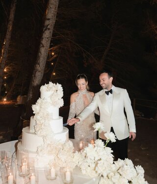 JTdCJTIyaXQlMjIlM0ElMjJWaWxsYSUyME51bnppYXRpbmElMjAlQzMlQTglMjB1bmElMjBzcGxlbmRpZGElMjB2aWxsYSUyMGltbWVyc2ElMjBuZWwlMjB2ZXJkZSUyQyUyMHNpdHVhdGElMjBpbiUyMHVuYSUyMHBvc2l6aW9uZSUyMHN0cmF0ZWdpY2ElMjB0cmElMjBDYXRhbmlhJTIwZSUyMFNpcmFjdXNhJTJDJTIwdmljaW5vJTIwYSUyMENhcmxlbnRpbmklMkMlMjBpZGVhbGUlMjBwZXIlMjBjaGklMjBkZXNpZGVyYSUyMHVuJTIwYW1iaWVudGUlMjB0cmFucXVpbGxvJTIwZSUyMHJpc2VydmF0byUyMHBlciUyMGNlbGVicmFyZSUyMG1hdHJpbW9uaSUyMGVkJTIwZXZlbnRpJTIwaW5kaW1lbnRpY2FiaWxpLiUyMCUyMExhJTIwdmlsbGElMjBvZmZyZSUyMGFtcGklMjBzcGF6aSUyMGVzdGVybmklMkMlMjB0cmElMjBjdWklM0ElMjAlMjBVbmElMjB6b25hJTIwYWRpYWNlbnRlJTIwYWxsYSUyMHBpc2NpbmElMkMlMjBwZXJmZXR0YSUyMHBlciUyMGNvY2t0YWlsJTIwZGklMjBiZW52ZW51dG8lMkMlMjBhcGVyaXRpdmklMjBvJTIwbW9tZW50aSUyMGRpJTIwcmVsYXglMjBpbW1lcnNpJTIwbmVsbGElMjBsdWNlJTIwZGVsJTIwc29sZS4lMjAlMjBVbiUyMGdyYW5kZSUyMHNwYXppbyUyMHZlcmRlJTIwZGklMjA2NTAlMjBtcSUyQyUyMGlkZWFsZSUyMHBlciUyMGFsbGVzdGltZW50aSUyMGRpJTIwYmFuY2hldHRpJTJDJTIwcHJhbnppJTIwZSUyMGNlbmUlMjBhbGwlRTIlODAlOTlhcGVydG8lMkMlMjBjb24lMjBsYSUyMHBvc3NpYmlsaXQlQzMlQTAlMjBkaSUyMG9yZ2FuaXp6YXJlJTIwbGElMjBkaXNwb3NpemlvbmUlMjBkZWdsaSUyMG9zcGl0aSUyMGluJTIwdG90YWxlJTIwbGliZXJ0JUMzJUEwLiUyMCUyMFVuJTIwc3VnZ2VzdGl2byUyMGJvc2NvJTJDJTIwdXRpbGl6emFiaWxlJTIwcGVyJTIwYnVmZmV0JTJDJTIwbW9tZW50aSUyMGNvbnZpdmlhbGklMjBvJTIwcGVyJTIwY2VsZWJyYXJlJTIwcml0aSUyMHNpbWJvbGljaSUyMGUlMjBjZXJpbW9uaWUlMjBpbiUyMHVuJUUyJTgwJTk5YXRtb3NmZXJhJTIwbmF0dXJhbGUlMjBlJTIwaW50aW1hLiUyMCUyMFNlcnZpemlvJTIwZ29sZiUyMGNhciUyMEFtcGlhJTIwcGFsZXN0cmElMjAlMjAlMjBMYSUyMHBhcnRlJTIwZGVkaWNhdGElMjBhbGxhJTIwYmFuY2hldHRpc3RpY2ElMjAlQzMlQTglMjBzZXJ2aXRhJTIwZGElMjBzZXJ2aXppJTIwaWdpZW5pY2klMjBzZXBhcmF0aSUyQyUyMGNvbW9kYW1lbnRlJTIwdmljaW5pJTIwYWxsJUUyJTgwJTk5YXJlYSUyQyUyMGdhcmFudGVuZG8lMjBwcmF0aWNpdCVDMyVBMCUyMGUlMjBjb21mb3J0JTIwYWdsaSUyMG9zcGl0aS4lMjAlMjBMYSUyMHZpbGxhJTIwZGlzcG9uZSUyMGFuY2hlJTIwZGklMjBwYXJjaGVnZ2lvJTIwcGVyJTIwZ2xpJTIwb3NwaXRpJTIwZSUyMG9mZnJlJTIwbGElMjBwb3NzaWJpbGl0JUMzJUEwJTIwZGklMjB1c3VmcnVpcmUlMjBkZWdsaSUyMHNwYXppJTIwaW50ZXJuaSUyMHBlciUyMHRyZSUyMGdpb3JuaSUyMGNvbnNlY3V0aXZpJTJDJTIwcHJldmlvJTIwYWNjb3JkbyUyMGUlMjBwcmVub3RhemlvbmUuJTIwUXVlc3RhJTIwb3B6aW9uZSUyMGNvbnNlbnRlJTIwYWdsaSUyMHNwb3NpJTIwZSUyMGFsbGUlMjBwZXJzb25lJTIwcGklQzMlQjklMjBjYXJlJTIwZGklMjB2aXZlcmUlMjBsJUUyJTgwJTk5aW50ZXJhJTIwZXNwZXJpZW56YSUyMGRlbCUyMG1hdHJpbW9uaW8lMjBpbiUyMHRvdGFsZSUyMHByaXZhY3klMjBlJTIwY29tb2RpdCVDMyVBMC4lMjAlMjBJbW1lcnNhJTIwaW4lMjB1biUyMGNvbnRlc3RvJTIwc2lsZW56aW9zbyUyMGUlMjBuYXR1cmFsZSUyQyUyMFZpbGxhJTIwTnVuemlhdGluYSUyMCVDMyVBOCUyMHBlcmZldHRhJTIwcGVyJTIwZm90b2dyYWZpZSUyMGUlMjByaXByZXNlJTIwZGFsbCVFMiU4MCU5OWFsdG8lMkMlMjBvZmZyZW5kbyUyMHNjZW5hcmklMjBlbGVnYW50aSUyMGUlMjBzdWdnZXN0aXZpJTIwcGVyJTIwY2F0dHVyYXJlJTIwb2duaSUyMG1vbWVudG8lMjBzcGVjaWFsZS4lMjAlMjBTRVJWSVpJJTIwJTIwVmlsbGElMjBOdW56aWF0aW5hJTIwb2ZmcmUlMjBhbXBpJTIwc3BhemklMjBlc3Rlcm5pJTIwZSUyMGFtYmllbnRpJTIwcmFmZmluYXRpJTJDJTIwaWRlYWxpJTIwcGVyJTIwYWNjb2dsaWVyZSUyMG1hdHJpbW9uaSUyMGVkJTIwZXZlbnRpJTIwZXNjbHVzaXZpJTNBJTIwJTVDdCVFMiU4MCVBMiU1Q3RBcmVhJTIwcGlzY2luYSUyMGNvbiUyMHpvbmElMjBhZGlhY2VudGUlMkMlMjBwZXJmZXR0YSUyMHBlciUyMGNvY2t0YWlsJTJDJTIwYXBlcml0aXZpJTIwbyUyMG1vbWVudGklMjBkaSUyMHJlbGF4JTIwaW1tZXJzaSUyMG5lbGxhJTIwbmF0dXJhJTIwZSUyMG5lbGxhJTIwbHVjZSUyMGRlbCUyMHNvbGUuJTIwJTVDdCVFMiU4MCVBMiU1Q3RBbXBpbyUyMGdpYXJkaW5vJTIwZGklMjA2NTAlMjBtcSUyQyUyMGlkZWFsZSUyMHBlciUyMGJhbmNoZXR0aSUyQyUyMHByYW56aSUyMGUlMjBjZW5lJTIwYWxsJUUyJTgwJTk5YXBlcnRvJTJDJTIwY29uJTIwbGElMjBwb3NzaWJpbGl0JUMzJUEwJTIwZGklMjBwZXJzb25hbGl6emFyZSUyMGxlJTIwZGlzcG9zaXppb25pJTIwaW4lMjBiYXNlJTIwYWxsZSUyMGVzaWdlbnplJTIwZGVnbGklMjBvc3BpdGkuJTIwJTVDdCVFMiU4MCVBMiU1Q3RCb3NjbyUyMHN1Z2dlc3Rpdm8lMkMlMjB1dGlsaXp6YWJpbGUlMjBwZXIlMjBidWZmZXQlMkMlMjBtb21lbnRpJTIwY29udml2aWFsaSUyMG8lMjBwZXIlMjByaXRpJTIwc2ltYm9saWNpJTIwZSUyMGNlcmltb25pZSUyMGluJTIwdW4lRTIlODAlOTlhdG1vc2ZlcmElMjBuYXR1cmFsZSUyMGUlMjBpbnRpbWEuJTIwJTVDdCVFMiU4MCVBMiU1Q3RQaWFubyUyMEIlMjBnYXJhbnRpdG8lM0ElMjBpbiUyMGNhc28lMjBkaSUyMGNvbmRpemlvbmklMjBtZXRlb3JvbG9naWNoZSUyMGF2dmVyc2UlMkMlMjAlQzMlQTglMjBkaXNwb25pYmlsZSUyMHVuYSUyMHRlbnNvc3RydXR0dXJhJTIwY29wZXJ0YSUyMChDcmlzdGFsKSUyMGNvbiUyMHVuYSUyMGNhcGllbnphJTIwZmlubyUyMGElMjAyNTAlMjBwZXJzb25lLiUyMChJbnNlcmlyZSUyMGZvdG8lMjB0ZW5kb3N0cnV0dHVyYSUyMENyaXN0YWwpJTIwJTIwRG90YXppb25pJTIwJTVDdCVFMiU4MCVBMiU1Q3RQaXNjaW5hJTIwJTVDdCVFMiU4MCVBMiU1Q3Rab25hJTIwc29sYXJpdW0lMjAlNUN0JUUyJTgwJUEyJTVDdEdpYXJkaW5vJTIwJTVDdCVFMiU4MCVBMiU1Q3RQYXJjaGVnZ2lvJTIwcHJpdmF0byUyMCU1Q3QlRTIlODAlQTIlNUN0QXJlYSUyMGZpdG5lc3MlMjAlNUN0JUUyJTgwJUEyJTVDdFdpLUZpJTIwJTVDdCVFMiU4MCVBMiU1Q3RBcmVhJTIwcmljZXZpbWVudGklMjAlNUN0JUUyJTgwJUEyJTVDdFNlcnZpemlvJTIwZ29sZiUyMGNhcnQlMjAlMjBDYW1lcmUlMjAlNUN0JUUyJTgwJUEyJTVDdDElMjBTdWl0ZSUyMFN1cGVyaW9yJTIwY29uJTIwdmFzY2ElMjBpZHJvbWFzc2FnZ2lvJTIwaW4lMjBjYW1lcmElMjAlNUN0JUUyJTgwJUEyJTVDdDElMjBDYW1lcmElMjBEZWx1eGUlMjAlNUN0JUUyJTgwJUEyJTVDdDElMjBDYW1lcmElMjBTdGFuZGFyZCUyMGNvbiUyMG1hbnNhcmRhJTIwJUYwJTlGJTkxJTg5JTIwVG90YWxlJTNBJTIwNyUyMHBvc3RpJTIwbGV0dG8lMjAlMjAlRTIlQjglQkIlMjAlMjBTRVJWSVpJJTIwQUdHSVVOVElWSSUyMCUyMFBlciUyMHJlbmRlcmUlMjBsJUUyJTgwJTk5ZXNwZXJpZW56YSUyMGFuY29yYSUyMHBpJUMzJUI5JTIwZXNjbHVzaXZhJTJDJTIwbGElMjB2aWxsYSUyMG1ldHRlJTIwYSUyMGRpc3Bvc2l6aW9uZSUyMHVuYSUyMHNlbGV6aW9uZSUyMGRpJTIwc2Vydml6aSUyMHByZW1pdW0lMjBmb3JuaXRpJTIwZGElMjBwYXJ0bmVyJTIwZXN0ZXJuaSUyMHF1YWxpZmljYXRpJTNBJTIwJTVDdCVFMiU4MCVBMiU1Q3RNYXNzYWdnaW8lMjBkaSUyMGNvcHBpYSUyMGNvbiUyMHZpc3RhJTIwcGFub3JhbWljYSUyMCU1Q3QlRTIlODAlQTIlNUN0UGl6emElMjBQYXJ0eSUyMCU1Q3QlRTIlODAlQTIlNUN0UG9vbCUyMFBhcnR5JTIwQnJ1bmNoJTIwJTVDdCVFMiU4MCVBMiU1Q3RUcmFzcG9ydG8lMjBwcml2YXRvJTIwJTVDdCVFMiU4MCVBMiU1Q3ROb2xlZ2dpbyUyMHlhY2h0JTIwJTIwJTIwJTIwJTIwJTIwJTIwJUUyJTgwJUEyJTIwJTIwJTIwJTIwJTIwJTIwQXV0byUyMGQlRTIlODAlOTllcG9jYSUyMCUyMCUyMCVFMiVCOCVCQiUyMCUyMENISSUyMFNJQU1PJTIwJTIwSW1tZXJzYSUyMG5lbCUyMHZlcmRlJTIwZSUyMHNpdHVhdGElMjBpbiUyMHVuYSUyMHBvc2l6aW9uZSUyMHN0cmF0ZWdpY2ElMjB0cmElMjBDYXRhbmlhJTIwZSUyMFNpcmFjdXNhJTJDJTIwYSUyMHBvY2hpJTIwcGFzc2klMjBkYSUyMENhcmxlbnRpbmklMkMlMjBWaWxsYSUyME51bnppYXRpbmElMjAlQzMlQTglMjBsYSUyMHNjZWx0YSUyMGlkZWFsZSUyMHBlciUyMGNoaSUyMGRlc2lkZXJhJTIwdW4lMjBhbWJpZW50ZSUyMHRyYW5xdWlsbG8lMjBlJTIwcmlzZXJ2YXRvJTIwcGVyJTIwY2VsZWJyYXJlJTIwbWF0cmltb25pJTIwZWQlMjBldmVudGklMjBpbmRpbWVudGljYWJpbGkuJTIwJTIwTGElMjB2aWxsYSUyMGRpc3BvbmUlMjBkaSUyMHNwYXppJTIwdmVyc2F0aWxpJTIwZSUyMHN1Z2dlc3RpdmklM0ElMjBsJUUyJTgwJTk5YXJlYSUyMHBpc2NpbmElMjBwZXIlMjBhY2NvZ2xpZXJlJTIwZ2xpJTIwb3NwaXRpJTIwY29uJTIwY29ja3RhaWwlMjBlJTIwYXBlcml0aXZpJTJDJTIwaWwlMjBnaWFyZGlubyUyMGRpJTIwNjUwJTIwbXElMjBwZXIlMjBwcmFuemklMjBlJTIwY2VuZSUyMGFsbCVFMiU4MCU5OWFwZXJ0byUyMGUlMjB1biUyMGJvc2NvJTIwaW5jYW50ZXZvbGUlMjBwZXJmZXR0byUyMHBlciUyMHJpdGklMjBzaW1ib2xpY2klMjBvJTIwbW9tZW50aSUyMGNvbnZpdmlhbGklMjBpbiUyMHVuJUUyJTgwJTk5YXRtb3NmZXJhJTIwaW50aW1hJTIwZSUyMG5hdHVyYWxlLiUyMCUyMEdsaSUyMHNwYXppJTIwaW50ZXJuaSUyQyUyMGRpc3BvbmliaWxpJTIwc3UlMjBwcmVub3RhemlvbmUlMjBwZXIlMjB1biUyMHNvZ2dpb3JubyUyMGZpbm8lMjBhJTIwdHJlJTIwZ2lvcm5pJTIwY29uc2VjdXRpdmklMkMlMjBjb25zZW50b25vJTIwYWdsaSUyMHNwb3NpJTIwZSUyMGFpJTIwbG9ybyUyMGNhcmklMjBkaSUyMHZpdmVyZSUyMGwlRTIlODAlOTlpbnRlcmElMjBlc3BlcmllbnphJTIwZGVsJTIwbWF0cmltb25pbyUyMGluJTIwdG90YWxlJTIwcHJpdmFjeSUyMGUlMjBjb21mb3J0LiUyMCUyMEdyYXppZSUyMGFsbGElMjBzdWElMjBwb3NpemlvbmUlMjBwcml2aWxlZ2lhdGElMjBlJTIwYWklMjBwYWVzYWdnaSUyMGNpcmNvc3RhbnRpJTJDJTIwVmlsbGElMjBOdW56aWF0aW5hJTIwcmFwcHJlc2VudGElMjBhbmNoZSUyMHVuYSUyMGNvcm5pY2UlMjBpZGVhbGUlMjBwZXIlMjBmb3RvZ3JhZmllJTIwZSUyMHJpcHJlc2UlMjBhZXJlZSUyQyUyMHJlZ2FsYW5kbyUyMHNjZW5hcmklMjBlbGVnYW50aSUyMGUlMjBzZW56YSUyMHRlbXBvLiUyMiU3RA==