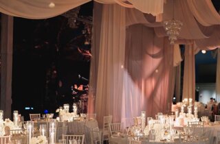 JTdCJTIyaXQlMjIlM0ElMjJWaWxsYSUyME51bnppYXRpbmElMjAlQzMlQTglMjB1bmElMjBzcGxlbmRpZGElMjB2aWxsYSUyMGltbWVyc2ElMjBuZWwlMjB2ZXJkZSUyQyUyMHNpdHVhdGElMjBpbiUyMHVuYSUyMHBvc2l6aW9uZSUyMHN0cmF0ZWdpY2ElMjB0cmElMjBDYXRhbmlhJTIwZSUyMFNpcmFjdXNhJTJDJTIwdmljaW5vJTIwYSUyMENhcmxlbnRpbmklMkMlMjBpZGVhbGUlMjBwZXIlMjBjaGklMjBkZXNpZGVyYSUyMHVuJTIwYW1iaWVudGUlMjB0cmFucXVpbGxvJTIwZSUyMHJpc2VydmF0byUyMHBlciUyMGNlbGVicmFyZSUyMG1hdHJpbW9uaSUyMGVkJTIwZXZlbnRpJTIwaW5kaW1lbnRpY2FiaWxpLiUyMCUyMExhJTIwdmlsbGElMjBvZmZyZSUyMGFtcGklMjBzcGF6aSUyMGVzdGVybmklMkMlMjB0cmElMjBjdWklM0ElMjAlMjBVbmElMjB6b25hJTIwYWRpYWNlbnRlJTIwYWxsYSUyMHBpc2NpbmElMkMlMjBwZXJmZXR0YSUyMHBlciUyMGNvY2t0YWlsJTIwZGklMjBiZW52ZW51dG8lMkMlMjBhcGVyaXRpdmklMjBvJTIwbW9tZW50aSUyMGRpJTIwcmVsYXglMjBpbW1lcnNpJTIwbmVsbGElMjBsdWNlJTIwZGVsJTIwc29sZS4lMjAlMjBVbiUyMGdyYW5kZSUyMHNwYXppbyUyMHZlcmRlJTIwZGklMjA2NTAlMjBtcSUyQyUyMGlkZWFsZSUyMHBlciUyMGFsbGVzdGltZW50aSUyMGRpJTIwYmFuY2hldHRpJTJDJTIwcHJhbnppJTIwZSUyMGNlbmUlMjBhbGwlRTIlODAlOTlhcGVydG8lMkMlMjBjb24lMjBsYSUyMHBvc3NpYmlsaXQlQzMlQTAlMjBkaSUyMG9yZ2FuaXp6YXJlJTIwbGElMjBkaXNwb3NpemlvbmUlMjBkZWdsaSUyMG9zcGl0aSUyMGluJTIwdG90YWxlJTIwbGliZXJ0JUMzJUEwLiUyMCUyMFVuJTIwc3VnZ2VzdGl2byUyMGJvc2NvJTJDJTIwdXRpbGl6emFiaWxlJTIwcGVyJTIwYnVmZmV0JTJDJTIwbW9tZW50aSUyMGNvbnZpdmlhbGklMjBvJTIwcGVyJTIwY2VsZWJyYXJlJTIwcml0aSUyMHNpbWJvbGljaSUyMGUlMjBjZXJpbW9uaWUlMjBpbiUyMHVuJUUyJTgwJTk5YXRtb3NmZXJhJTIwbmF0dXJhbGUlMjBlJTIwaW50aW1hLiUyMCUyMFNlcnZpemlvJTIwZ29sZiUyMGNhciUyMEFtcGlhJTIwcGFsZXN0cmElMjAlMjAlMjBMYSUyMHBhcnRlJTIwZGVkaWNhdGElMjBhbGxhJTIwYmFuY2hldHRpc3RpY2ElMjAlQzMlQTglMjBzZXJ2aXRhJTIwZGElMjBzZXJ2aXppJTIwaWdpZW5pY2klMjBzZXBhcmF0aSUyQyUyMGNvbW9kYW1lbnRlJTIwdmljaW5pJTIwYWxsJUUyJTgwJTk5YXJlYSUyQyUyMGdhcmFudGVuZG8lMjBwcmF0aWNpdCVDMyVBMCUyMGUlMjBjb21mb3J0JTIwYWdsaSUyMG9zcGl0aS4lMjAlMjBMYSUyMHZpbGxhJTIwZGlzcG9uZSUyMGFuY2hlJTIwZGklMjBwYXJjaGVnZ2lvJTIwcGVyJTIwZ2xpJTIwb3NwaXRpJTIwZSUyMG9mZnJlJTIwbGElMjBwb3NzaWJpbGl0JUMzJUEwJTIwZGklMjB1c3VmcnVpcmUlMjBkZWdsaSUyMHNwYXppJTIwaW50ZXJuaSUyMHBlciUyMHRyZSUyMGdpb3JuaSUyMGNvbnNlY3V0aXZpJTJDJTIwcHJldmlvJTIwYWNjb3JkbyUyMGUlMjBwcmVub3RhemlvbmUuJTIwUXVlc3RhJTIwb3B6aW9uZSUyMGNvbnNlbnRlJTIwYWdsaSUyMHNwb3NpJTIwZSUyMGFsbGUlMjBwZXJzb25lJTIwcGklQzMlQjklMjBjYXJlJTIwZGklMjB2aXZlcmUlMjBsJUUyJTgwJTk5aW50ZXJhJTIwZXNwZXJpZW56YSUyMGRlbCUyMG1hdHJpbW9uaW8lMjBpbiUyMHRvdGFsZSUyMHByaXZhY3klMjBlJTIwY29tb2RpdCVDMyVBMC4lMjAlMjBJbW1lcnNhJTIwaW4lMjB1biUyMGNvbnRlc3RvJTIwc2lsZW56aW9zbyUyMGUlMjBuYXR1cmFsZSUyQyUyMFZpbGxhJTIwTnVuemlhdGluYSUyMCVDMyVBOCUyMHBlcmZldHRhJTIwcGVyJTIwZm90b2dyYWZpZSUyMGUlMjByaXByZXNlJTIwZGFsbCVFMiU4MCU5OWFsdG8lMkMlMjBvZmZyZW5kbyUyMHNjZW5hcmklMjBlbGVnYW50aSUyMGUlMjBzdWdnZXN0aXZpJTIwcGVyJTIwY2F0dHVyYXJlJTIwb2duaSUyMG1vbWVudG8lMjBzcGVjaWFsZS4lMjAlMjBTRVJWSVpJJTIwJTIwVmlsbGElMjBOdW56aWF0aW5hJTIwb2ZmcmUlMjBhbXBpJTIwc3BhemklMjBlc3Rlcm5pJTIwZSUyMGFtYmllbnRpJTIwcmFmZmluYXRpJTJDJTIwaWRlYWxpJTIwcGVyJTIwYWNjb2dsaWVyZSUyMG1hdHJpbW9uaSUyMGVkJTIwZXZlbnRpJTIwZXNjbHVzaXZpJTNBJTIwJTVDdCVFMiU4MCVBMiU1Q3RBcmVhJTIwcGlzY2luYSUyMGNvbiUyMHpvbmElMjBhZGlhY2VudGUlMkMlMjBwZXJmZXR0YSUyMHBlciUyMGNvY2t0YWlsJTJDJTIwYXBlcml0aXZpJTIwbyUyMG1vbWVudGklMjBkaSUyMHJlbGF4JTIwaW1tZXJzaSUyMG5lbGxhJTIwbmF0dXJhJTIwZSUyMG5lbGxhJTIwbHVjZSUyMGRlbCUyMHNvbGUuJTIwJTVDdCVFMiU4MCVBMiU1Q3RBbXBpbyUyMGdpYXJkaW5vJTIwZGklMjA2NTAlMjBtcSUyQyUyMGlkZWFsZSUyMHBlciUyMGJhbmNoZXR0aSUyQyUyMHByYW56aSUyMGUlMjBjZW5lJTIwYWxsJUUyJTgwJTk5YXBlcnRvJTJDJTIwY29uJTIwbGElMjBwb3NzaWJpbGl0JUMzJUEwJTIwZGklMjBwZXJzb25hbGl6emFyZSUyMGxlJTIwZGlzcG9zaXppb25pJTIwaW4lMjBiYXNlJTIwYWxsZSUyMGVzaWdlbnplJTIwZGVnbGklMjBvc3BpdGkuJTIwJTVDdCVFMiU4MCVBMiU1Q3RCb3NjbyUyMHN1Z2dlc3Rpdm8lMkMlMjB1dGlsaXp6YWJpbGUlMjBwZXIlMjBidWZmZXQlMkMlMjBtb21lbnRpJTIwY29udml2aWFsaSUyMG8lMjBwZXIlMjByaXRpJTIwc2ltYm9saWNpJTIwZSUyMGNlcmltb25pZSUyMGluJTIwdW4lRTIlODAlOTlhdG1vc2ZlcmElMjBuYXR1cmFsZSUyMGUlMjBpbnRpbWEuJTIwJTVDdCVFMiU4MCVBMiU1Q3RQaWFubyUyMEIlMjBnYXJhbnRpdG8lM0ElMjBpbiUyMGNhc28lMjBkaSUyMGNvbmRpemlvbmklMjBtZXRlb3JvbG9naWNoZSUyMGF2dmVyc2UlMkMlMjAlQzMlQTglMjBkaXNwb25pYmlsZSUyMHVuYSUyMHRlbnNvc3RydXR0dXJhJTIwY29wZXJ0YSUyMChDcmlzdGFsKSUyMGNvbiUyMHVuYSUyMGNhcGllbnphJTIwZmlubyUyMGElMjAyNTAlMjBwZXJzb25lLiUyMChJbnNlcmlyZSUyMGZvdG8lMjB0ZW5kb3N0cnV0dHVyYSUyMENyaXN0YWwpJTIwJTIwRG90YXppb25pJTIwJTVDdCVFMiU4MCVBMiU1Q3RQaXNjaW5hJTIwJTVDdCVFMiU4MCVBMiU1Q3Rab25hJTIwc29sYXJpdW0lMjAlNUN0JUUyJTgwJUEyJTVDdEdpYXJkaW5vJTIwJTVDdCVFMiU4MCVBMiU1Q3RQYXJjaGVnZ2lvJTIwcHJpdmF0byUyMCU1Q3QlRTIlODAlQTIlNUN0QXJlYSUyMGZpdG5lc3MlMjAlNUN0JUUyJTgwJUEyJTVDdFdpLUZpJTIwJTVDdCVFMiU4MCVBMiU1Q3RBcmVhJTIwcmljZXZpbWVudGklMjAlNUN0JUUyJTgwJUEyJTVDdFNlcnZpemlvJTIwZ29sZiUyMGNhcnQlMjAlMjBDYW1lcmUlMjAlNUN0JUUyJTgwJUEyJTVDdDElMjBTdWl0ZSUyMFN1cGVyaW9yJTIwY29uJTIwdmFzY2ElMjBpZHJvbWFzc2FnZ2lvJTIwaW4lMjBjYW1lcmElMjAlNUN0JUUyJTgwJUEyJTVDdDElMjBDYW1lcmElMjBEZWx1eGUlMjAlNUN0JUUyJTgwJUEyJTVDdDElMjBDYW1lcmElMjBTdGFuZGFyZCUyMGNvbiUyMG1hbnNhcmRhJTIwJUYwJTlGJTkxJTg5JTIwVG90YWxlJTNBJTIwNyUyMHBvc3RpJTIwbGV0dG8lMjAlMjAlRTIlQjglQkIlMjAlMjBTRVJWSVpJJTIwQUdHSVVOVElWSSUyMCUyMFBlciUyMHJlbmRlcmUlMjBsJUUyJTgwJTk5ZXNwZXJpZW56YSUyMGFuY29yYSUyMHBpJUMzJUI5JTIwZXNjbHVzaXZhJTJDJTIwbGElMjB2aWxsYSUyMG1ldHRlJTIwYSUyMGRpc3Bvc2l6aW9uZSUyMHVuYSUyMHNlbGV6aW9uZSUyMGRpJTIwc2Vydml6aSUyMHByZW1pdW0lMjBmb3JuaXRpJTIwZGElMjBwYXJ0bmVyJTIwZXN0ZXJuaSUyMHF1YWxpZmljYXRpJTNBJTIwJTVDdCVFMiU4MCVBMiU1Q3RNYXNzYWdnaW8lMjBkaSUyMGNvcHBpYSUyMGNvbiUyMHZpc3RhJTIwcGFub3JhbWljYSUyMCU1Q3QlRTIlODAlQTIlNUN0UGl6emElMjBQYXJ0eSUyMCU1Q3QlRTIlODAlQTIlNUN0UG9vbCUyMFBhcnR5JTIwQnJ1bmNoJTIwJTVDdCVFMiU4MCVBMiU1Q3RUcmFzcG9ydG8lMjBwcml2YXRvJTIwJTVDdCVFMiU4MCVBMiU1Q3ROb2xlZ2dpbyUyMHlhY2h0JTIwJTIwJTIwJTIwJTIwJTIwJTIwJUUyJTgwJUEyJTIwJTIwJTIwJTIwJTIwJTIwQXV0byUyMGQlRTIlODAlOTllcG9jYSUyMCUyMCUyMCVFMiVCOCVCQiUyMCUyMENISSUyMFNJQU1PJTIwJTIwSW1tZXJzYSUyMG5lbCUyMHZlcmRlJTIwZSUyMHNpdHVhdGElMjBpbiUyMHVuYSUyMHBvc2l6aW9uZSUyMHN0cmF0ZWdpY2ElMjB0cmElMjBDYXRhbmlhJTIwZSUyMFNpcmFjdXNhJTJDJTIwYSUyMHBvY2hpJTIwcGFzc2klMjBkYSUyMENhcmxlbnRpbmklMkMlMjBWaWxsYSUyME51bnppYXRpbmElMjAlQzMlQTglMjBsYSUyMHNjZWx0YSUyMGlkZWFsZSUyMHBlciUyMGNoaSUyMGRlc2lkZXJhJTIwdW4lMjBhbWJpZW50ZSUyMHRyYW5xdWlsbG8lMjBlJTIwcmlzZXJ2YXRvJTIwcGVyJTIwY2VsZWJyYXJlJTIwbWF0cmltb25pJTIwZWQlMjBldmVudGklMjBpbmRpbWVudGljYWJpbGkuJTIwJTIwTGElMjB2aWxsYSUyMGRpc3BvbmUlMjBkaSUyMHNwYXppJTIwdmVyc2F0aWxpJTIwZSUyMHN1Z2dlc3RpdmklM0ElMjBsJUUyJTgwJTk5YXJlYSUyMHBpc2NpbmElMjBwZXIlMjBhY2NvZ2xpZXJlJTIwZ2xpJTIwb3NwaXRpJTIwY29uJTIwY29ja3RhaWwlMjBlJTIwYXBlcml0aXZpJTJDJTIwaWwlMjBnaWFyZGlubyUyMGRpJTIwNjUwJTIwbXElMjBwZXIlMjBwcmFuemklMjBlJTIwY2VuZSUyMGFsbCVFMiU4MCU5OWFwZXJ0byUyMGUlMjB1biUyMGJvc2NvJTIwaW5jYW50ZXZvbGUlMjBwZXJmZXR0byUyMHBlciUyMHJpdGklMjBzaW1ib2xpY2klMjBvJTIwbW9tZW50aSUyMGNvbnZpdmlhbGklMjBpbiUyMHVuJUUyJTgwJTk5YXRtb3NmZXJhJTIwaW50aW1hJTIwZSUyMG5hdHVyYWxlLiUyMCUyMEdsaSUyMHNwYXppJTIwaW50ZXJuaSUyQyUyMGRpc3BvbmliaWxpJTIwc3UlMjBwcmVub3RhemlvbmUlMjBwZXIlMjB1biUyMHNvZ2dpb3JubyUyMGZpbm8lMjBhJTIwdHJlJTIwZ2lvcm5pJTIwY29uc2VjdXRpdmklMkMlMjBjb25zZW50b25vJTIwYWdsaSUyMHNwb3NpJTIwZSUyMGFpJTIwbG9ybyUyMGNhcmklMjBkaSUyMHZpdmVyZSUyMGwlRTIlODAlOTlpbnRlcmElMjBlc3BlcmllbnphJTIwZGVsJTIwbWF0cmltb25pbyUyMGluJTIwdG90YWxlJTIwcHJpdmFjeSUyMGUlMjBjb21mb3J0LiUyMCUyMEdyYXppZSUyMGFsbGElMjBzdWElMjBwb3NpemlvbmUlMjBwcml2aWxlZ2lhdGElMjBlJTIwYWklMjBwYWVzYWdnaSUyMGNpcmNvc3RhbnRpJTJDJTIwVmlsbGElMjBOdW56aWF0aW5hJTIwcmFwcHJlc2VudGElMjBhbmNoZSUyMHVuYSUyMGNvcm5pY2UlMjBpZGVhbGUlMjBwZXIlMjBmb3RvZ3JhZmllJTIwZSUyMHJpcHJlc2UlMjBhZXJlZSUyQyUyMHJlZ2FsYW5kbyUyMHNjZW5hcmklMjBlbGVnYW50aSUyMGUlMjBzZW56YSUyMHRlbXBvLiUyMiU3RA== JTdCJTIyaXQlMjIlM0ElMjJWaWxsYSUyME51bnppYXRpbmElMjAlQzMlQTglMjB1bmElMjBzcGxlbmRpZGElMjB2aWxsYSUyMGltbWVyc2ElMjBuZWwlMjB2ZXJkZSUyQyUyMHNpdHVhdGElMjBpbiUyMHVuYSUyMHBvc2l6aW9uZSUyMHN0cmF0ZWdpY2ElMjB0cmElMjBDYXRhbmlhJTIwZSUyMFNpcmFjdXNhJTJDJTIwdmljaW5vJTIwYSUyMENhcmxlbnRpbmklMkMlMjBpZGVhbGUlMjBwZXIlMjBjaGklMjBkZXNpZGVyYSUyMHVuJTIwYW1iaWVudGUlMjB0cmFucXVpbGxvJTIwZSUyMHJpc2VydmF0byUyMHBlciUyMGNlbGVicmFyZSUyMG1hdHJpbW9uaSUyMGVkJTIwZXZlbnRpJTIwaW5kaW1lbnRpY2FiaWxpLiUyMCUyMExhJTIwdmlsbGElMjBvZmZyZSUyMGFtcGklMjBzcGF6aSUyMGVzdGVybmklMkMlMjB0cmElMjBjdWklM0ElMjAlMjBVbmElMjB6b25hJTIwYWRpYWNlbnRlJTIwYWxsYSUyMHBpc2NpbmElMkMlMjBwZXJmZXR0YSUyMHBlciUyMGNvY2t0YWlsJTIwZGklMjBiZW52ZW51dG8lMkMlMjBhcGVyaXRpdmklMjBvJTIwbW9tZW50aSUyMGRpJTIwcmVsYXglMjBpbW1lcnNpJTIwbmVsbGElMjBsdWNlJTIwZGVsJTIwc29sZS4lMjAlMjBVbiUyMGdyYW5kZSUyMHNwYXppbyUyMHZlcmRlJTIwZGklMjA2NTAlMjBtcSUyQyUyMGlkZWFsZSUyMHBlciUyMGFsbGVzdGltZW50aSUyMGRpJTIwYmFuY2hldHRpJTJDJTIwcHJhbnppJTIwZSUyMGNlbmUlMjBhbGwlRTIlODAlOTlhcGVydG8lMkMlMjBjb24lMjBsYSUyMHBvc3NpYmlsaXQlQzMlQTAlMjBkaSUyMG9yZ2FuaXp6YXJlJTIwbGElMjBkaXNwb3NpemlvbmUlMjBkZWdsaSUyMG9zcGl0aSUyMGluJTIwdG90YWxlJTIwbGliZXJ0JUMzJUEwLiUyMCUyMFVuJTIwc3VnZ2VzdGl2byUyMGJvc2NvJTJDJTIwdXRpbGl6emFiaWxlJTIwcGVyJTIwYnVmZmV0JTJDJTIwbW9tZW50aSUyMGNvbnZpdmlhbGklMjBvJTIwcGVyJTIwY2VsZWJyYXJlJTIwcml0aSUyMHNpbWJvbGljaSUyMGUlMjBjZXJpbW9uaWUlMjBpbiUyMHVuJUUyJTgwJTk5YXRtb3NmZXJhJTIwbmF0dXJhbGUlMjBlJTIwaW50aW1hLiUyMCUyMFNlcnZpemlvJTIwZ29sZiUyMGNhciUyMEFtcGlhJTIwcGFsZXN0cmElMjAlMjAlMjBMYSUyMHBhcnRlJTIwZGVkaWNhdGElMjBhbGxhJTIwYmFuY2hldHRpc3RpY2ElMjAlQzMlQTglMjBzZXJ2aXRhJTIwZGElMjBzZXJ2aXppJTIwaWdpZW5pY2klMjBzZXBhcmF0aSUyQyUyMGNvbW9kYW1lbnRlJTIwdmljaW5pJTIwYWxsJUUyJTgwJTk5YXJlYSUyQyUyMGdhcmFudGVuZG8lMjBwcmF0aWNpdCVDMyVBMCUyMGUlMjBjb21mb3J0JTIwYWdsaSUyMG9zcGl0aS4lMjAlMjBMYSUyMHZpbGxhJTIwZGlzcG9uZSUyMGFuY2hlJTIwZGklMjBwYXJjaGVnZ2lvJTIwcGVyJTIwZ2xpJTIwb3NwaXRpJTIwZSUyMG9mZnJlJTIwbGElMjBwb3NzaWJpbGl0JUMzJUEwJTIwZGklMjB1c3VmcnVpcmUlMjBkZWdsaSUyMHNwYXppJTIwaW50ZXJuaSUyMHBlciUyMHRyZSUyMGdpb3JuaSUyMGNvbnNlY3V0aXZpJTJDJTIwcHJldmlvJTIwYWNjb3JkbyUyMGUlMjBwcmVub3RhemlvbmUuJTIwUXVlc3RhJTIwb3B6aW9uZSUyMGNvbnNlbnRlJTIwYWdsaSUyMHNwb3NpJTIwZSUyMGFsbGUlMjBwZXJzb25lJTIwcGklQzMlQjklMjBjYXJlJTIwZGklMjB2aXZlcmUlMjBsJUUyJTgwJTk5aW50ZXJhJTIwZXNwZXJpZW56YSUyMGRlbCUyMG1hdHJpbW9uaW8lMjBpbiUyMHRvdGFsZSUyMHByaXZhY3klMjBlJTIwY29tb2RpdCVDMyVBMC4lMjAlMjBJbW1lcnNhJTIwaW4lMjB1biUyMGNvbnRlc3RvJTIwc2lsZW56aW9zbyUyMGUlMjBuYXR1cmFsZSUyQyUyMFZpbGxhJTIwTnVuemlhdGluYSUyMCVDMyVBOCUyMHBlcmZldHRhJTIwcGVyJTIwZm90b2dyYWZpZSUyMGUlMjByaXByZXNlJTIwZGFsbCVFMiU4MCU5OWFsdG8lMkMlMjBvZmZyZW5kbyUyMHNjZW5hcmklMjBlbGVnYW50aSUyMGUlMjBzdWdnZXN0aXZpJTIwcGVyJTIwY2F0dHVyYXJlJTIwb2duaSUyMG1vbWVudG8lMjBzcGVjaWFsZS4lMjAlMjBTRVJWSVpJJTIwJTIwVmlsbGElMjBOdW56aWF0aW5hJTIwb2ZmcmUlMjBhbXBpJTIwc3BhemklMjBlc3Rlcm5pJTIwZSUyMGFtYmllbnRpJTIwcmFmZmluYXRpJTJDJTIwaWRlYWxpJTIwcGVyJTIwYWNjb2dsaWVyZSUyMG1hdHJpbW9uaSUyMGVkJTIwZXZlbnRpJTIwZXNjbHVzaXZpJTNBJTIwJTVDdCVFMiU4MCVBMiU1Q3RBcmVhJTIwcGlzY2luYSUyMGNvbiUyMHpvbmElMjBhZGlhY2VudGUlMkMlMjBwZXJmZXR0YSUyMHBlciUyMGNvY2t0YWlsJTJDJTIwYXBlcml0aXZpJTIwbyUyMG1vbWVudGklMjBkaSUyMHJlbGF4JTIwaW1tZXJzaSUyMG5lbGxhJTIwbmF0dXJhJTIwZSUyMG5lbGxhJTIwbHVjZSUyMGRlbCUyMHNvbGUuJTIwJTVDdCVFMiU4MCVBMiU1Q3RBbXBpbyUyMGdpYXJkaW5vJTIwZGklMjA2NTAlMjBtcSUyQyUyMGlkZWFsZSUyMHBlciUyMGJhbmNoZXR0aSUyQyUyMHByYW56aSUyMGUlMjBjZW5lJTIwYWxsJUUyJTgwJTk5YXBlcnRvJTJDJTIwY29uJTIwbGElMjBwb3NzaWJpbGl0JUMzJUEwJTIwZGklMjBwZXJzb25hbGl6emFyZSUyMGxlJTIwZGlzcG9zaXppb25pJTIwaW4lMjBiYXNlJTIwYWxsZSUyMGVzaWdlbnplJTIwZGVnbGklMjBvc3BpdGkuJTIwJTVDdCVFMiU4MCVBMiU1Q3RCb3NjbyUyMHN1Z2dlc3Rpdm8lMkMlMjB1dGlsaXp6YWJpbGUlMjBwZXIlMjBidWZmZXQlMkMlMjBtb21lbnRpJTIwY29udml2aWFsaSUyMG8lMjBwZXIlMjByaXRpJTIwc2ltYm9saWNpJTIwZSUyMGNlcmltb25pZSUyMGluJTIwdW4lRTIlODAlOTlhdG1vc2ZlcmElMjBuYXR1cmFsZSUyMGUlMjBpbnRpbWEuJTIwJTVDdCVFMiU4MCVBMiU1Q3RQaWFubyUyMEIlMjBnYXJhbnRpdG8lM0ElMjBpbiUyMGNhc28lMjBkaSUyMGNvbmRpemlvbmklMjBtZXRlb3JvbG9naWNoZSUyMGF2dmVyc2UlMkMlMjAlQzMlQTglMjBkaXNwb25pYmlsZSUyMHVuYSUyMHRlbnNvc3RydXR0dXJhJTIwY29wZXJ0YSUyMChDcmlzdGFsKSUyMGNvbiUyMHVuYSUyMGNhcGllbnphJTIwZmlubyUyMGElMjAyNTAlMjBwZXJzb25lLiUyMChJbnNlcmlyZSUyMGZvdG8lMjB0ZW5kb3N0cnV0dHVyYSUyMENyaXN0YWwpJTIwJTIwRG90YXppb25pJTIwJTVDdCVFMiU4MCVBMiU1Q3RQaXNjaW5hJTIwJTVDdCVFMiU4MCVBMiU1Q3Rab25hJTIwc29sYXJpdW0lMjAlNUN0JUUyJTgwJUEyJTVDdEdpYXJkaW5vJTIwJTVDdCVFMiU4MCVBMiU1Q3RQYXJjaGVnZ2lvJTIwcHJpdmF0byUyMCU1Q3QlRTIlODAlQTIlNUN0QXJlYSUyMGZpdG5lc3MlMjAlNUN0JUUyJTgwJUEyJTVDdFdpLUZpJTIwJTVDdCVFMiU4MCVBMiU1Q3RBcmVhJTIwcmljZXZpbWVudGklMjAlNUN0JUUyJTgwJUEyJTVDdFNlcnZpemlvJTIwZ29sZiUyMGNhcnQlMjAlMjBDYW1lcmUlMjAlNUN0JUUyJTgwJUEyJTVDdDElMjBTdWl0ZSUyMFN1cGVyaW9yJTIwY29uJTIwdmFzY2ElMjBpZHJvbWFzc2FnZ2lvJTIwaW4lMjBjYW1lcmElMjAlNUN0JUUyJTgwJUEyJTVDdDElMjBDYW1lcmElMjBEZWx1eGUlMjAlNUN0JUUyJTgwJUEyJTVDdDElMjBDYW1lcmElMjBTdGFuZGFyZCUyMGNvbiUyMG1hbnNhcmRhJTIwJUYwJTlGJTkxJTg5JTIwVG90YWxlJTNBJTIwNyUyMHBvc3RpJTIwbGV0dG8lMjAlMjAlRTIlQjglQkIlMjAlMjBTRVJWSVpJJTIwQUdHSVVOVElWSSUyMCUyMFBlciUyMHJlbmRlcmUlMjBsJUUyJTgwJTk5ZXNwZXJpZW56YSUyMGFuY29yYSUyMHBpJUMzJUI5JTIwZXNjbHVzaXZhJTJDJTIwbGElMjB2aWxsYSUyMG1ldHRlJTIwYSUyMGRpc3Bvc2l6aW9uZSUyMHVuYSUyMHNlbGV6aW9uZSUyMGRpJTIwc2Vydml6aSUyMHByZW1pdW0lMjBmb3JuaXRpJTIwZGElMjBwYXJ0bmVyJTIwZXN0ZXJuaSUyMHF1YWxpZmljYXRpJTNBJTIwJTVDdCVFMiU4MCVBMiU1Q3RNYXNzYWdnaW8lMjBkaSUyMGNvcHBpYSUyMGNvbiUyMHZpc3RhJTIwcGFub3JhbWljYSUyMCU1Q3QlRTIlODAlQTIlNUN0UGl6emElMjBQYXJ0eSUyMCU1Q3QlRTIlODAlQTIlNUN0UG9vbCUyMFBhcnR5JTIwQnJ1bmNoJTIwJTVDdCVFMiU4MCVBMiU1Q3RUcmFzcG9ydG8lMjBwcml2YXRvJTIwJTVDdCVFMiU4MCVBMiU1Q3ROb2xlZ2dpbyUyMHlhY2h0JTIwJTIwJTIwJTIwJTIwJTIwJTIwJUUyJTgwJUEyJTIwJTIwJTIwJTIwJTIwJTIwQXV0byUyMGQlRTIlODAlOTllcG9jYSUyMCUyMCUyMCVFMiVCOCVCQiUyMCUyMENISSUyMFNJQU1PJTIwJTIwSW1tZXJzYSUyMG5lbCUyMHZlcmRlJTIwZSUyMHNpdHVhdGElMjBpbiUyMHVuYSUyMHBvc2l6aW9uZSUyMHN0cmF0ZWdpY2ElMjB0cmElMjBDYXRhbmlhJTIwZSUyMFNpcmFjdXNhJTJDJTIwYSUyMHBvY2hpJTIwcGFzc2klMjBkYSUyMENhcmxlbnRpbmklMkMlMjBWaWxsYSUyME51bnppYXRpbmElMjAlQzMlQTglMjBsYSUyMHNjZWx0YSUyMGlkZWFsZSUyMHBlciUyMGNoaSUyMGRlc2lkZXJhJTIwdW4lMjBhbWJpZW50ZSUyMHRyYW5xdWlsbG8lMjBlJTIwcmlzZXJ2YXRvJTIwcGVyJTIwY2VsZWJyYXJlJTIwbWF0cmltb25pJTIwZWQlMjBldmVudGklMjBpbmRpbWVudGljYWJpbGkuJTIwJTIwTGElMjB2aWxsYSUyMGRpc3BvbmUlMjBkaSUyMHNwYXppJTIwdmVyc2F0aWxpJTIwZSUyMHN1Z2dlc3RpdmklM0ElMjBsJUUyJTgwJTk5YXJlYSUyMHBpc2NpbmElMjBwZXIlMjBhY2NvZ2xpZXJlJTIwZ2xpJTIwb3NwaXRpJTIwY29uJTIwY29ja3RhaWwlMjBlJTIwYXBlcml0aXZpJTJDJTIwaWwlMjBnaWFyZGlubyUyMGRpJTIwNjUwJTIwbXElMjBwZXIlMjBwcmFuemklMjBlJTIwY2VuZSUyMGFsbCVFMiU4MCU5OWFwZXJ0byUyMGUlMjB1biUyMGJvc2NvJTIwaW5jYW50ZXZvbGUlMjBwZXJmZXR0byUyMHBlciUyMHJpdGklMjBzaW1ib2xpY2klMjBvJTIwbW9tZW50aSUyMGNvbnZpdmlhbGklMjBpbiUyMHVuJUUyJTgwJTk5YXRtb3NmZXJhJTIwaW50aW1hJTIwZSUyMG5hdHVyYWxlLiUyMCUyMEdsaSUyMHNwYXppJTIwaW50ZXJuaSUyQyUyMGRpc3BvbmliaWxpJTIwc3UlMjBwcmVub3RhemlvbmUlMjBwZXIlMjB1biUyMHNvZ2dpb3JubyUyMGZpbm8lMjBhJTIwdHJlJTIwZ2lvcm5pJTIwY29uc2VjdXRpdmklMkMlMjBjb25zZW50b25vJTIwYWdsaSUyMHNwb3NpJTIwZSUyMGFpJTIwbG9ybyUyMGNhcmklMjBkaSUyMHZpdmVyZSUyMGwlRTIlODAlOTlpbnRlcmElMjBlc3BlcmllbnphJTIwZGVsJTIwbWF0cmltb25pbyUyMGluJTIwdG90YWxlJTIwcHJpdmFjeSUyMGUlMjBjb21mb3J0LiUyMCUyMEdyYXppZSUyMGFsbGElMjBzdWElMjBwb3NpemlvbmUlMjBwcml2aWxlZ2lhdGElMjBlJTIwYWklMjBwYWVzYWdnaSUyMGNpcmNvc3RhbnRpJTJDJTIwVmlsbGElMjBOdW56aWF0aW5hJTIwcmFwcHJlc2VudGElMjBhbmNoZSUyMHVuYSUyMGNvcm5pY2UlMjBpZGVhbGUlMjBwZXIlMjBmb3RvZ3JhZmllJTIwZSUyMHJpcHJlc2UlMjBhZXJlZSUyQyUyMHJlZ2FsYW5kbyUyMHNjZW5hcmklMjBlbGVnYW50aSUyMGUlMjBzZW56YSUyMHRlbXBvLiUyMiU3RA==