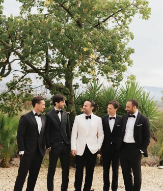 JTdCJTIyaXQlMjIlM0ElMjJWaWxsYSUyME51bnppYXRpbmElMjAlQzMlQTglMjB1bmElMjBzcGxlbmRpZGElMjB2aWxsYSUyMGltbWVyc2ElMjBuZWwlMjB2ZXJkZSUyQyUyMHNpdHVhdGElMjBpbiUyMHVuYSUyMHBvc2l6aW9uZSUyMHN0cmF0ZWdpY2ElMjB0cmElMjBDYXRhbmlhJTIwZSUyMFNpcmFjdXNhJTJDJTIwdmljaW5vJTIwYSUyMENhcmxlbnRpbmklMkMlMjBpZGVhbGUlMjBwZXIlMjBjaGklMjBkZXNpZGVyYSUyMHVuJTIwYW1iaWVudGUlMjB0cmFucXVpbGxvJTIwZSUyMHJpc2VydmF0byUyMHBlciUyMGNlbGVicmFyZSUyMG1hdHJpbW9uaSUyMGVkJTIwZXZlbnRpJTIwaW5kaW1lbnRpY2FiaWxpLiUyMCUyMExhJTIwdmlsbGElMjBvZmZyZSUyMGFtcGklMjBzcGF6aSUyMGVzdGVybmklMkMlMjB0cmElMjBjdWklM0ElMjAlMjBVbmElMjB6b25hJTIwYWRpYWNlbnRlJTIwYWxsYSUyMHBpc2NpbmElMkMlMjBwZXJmZXR0YSUyMHBlciUyMGNvY2t0YWlsJTIwZGklMjBiZW52ZW51dG8lMkMlMjBhcGVyaXRpdmklMjBvJTIwbW9tZW50aSUyMGRpJTIwcmVsYXglMjBpbW1lcnNpJTIwbmVsbGElMjBsdWNlJTIwZGVsJTIwc29sZS4lMjAlMjBVbiUyMGdyYW5kZSUyMHNwYXppbyUyMHZlcmRlJTIwZGklMjA2NTAlMjBtcSUyQyUyMGlkZWFsZSUyMHBlciUyMGFsbGVzdGltZW50aSUyMGRpJTIwYmFuY2hldHRpJTJDJTIwcHJhbnppJTIwZSUyMGNlbmUlMjBhbGwlRTIlODAlOTlhcGVydG8lMkMlMjBjb24lMjBsYSUyMHBvc3NpYmlsaXQlQzMlQTAlMjBkaSUyMG9yZ2FuaXp6YXJlJTIwbGElMjBkaXNwb3NpemlvbmUlMjBkZWdsaSUyMG9zcGl0aSUyMGluJTIwdG90YWxlJTIwbGliZXJ0JUMzJUEwLiUyMCUyMFVuJTIwc3VnZ2VzdGl2byUyMGJvc2NvJTJDJTIwdXRpbGl6emFiaWxlJTIwcGVyJTIwYnVmZmV0JTJDJTIwbW9tZW50aSUyMGNvbnZpdmlhbGklMjBvJTIwcGVyJTIwY2VsZWJyYXJlJTIwcml0aSUyMHNpbWJvbGljaSUyMGUlMjBjZXJpbW9uaWUlMjBpbiUyMHVuJUUyJTgwJTk5YXRtb3NmZXJhJTIwbmF0dXJhbGUlMjBlJTIwaW50aW1hLiUyMCUyMFNlcnZpemlvJTIwZ29sZiUyMGNhciUyMEFtcGlhJTIwcGFsZXN0cmElMjAlMjAlMjBMYSUyMHBhcnRlJTIwZGVkaWNhdGElMjBhbGxhJTIwYmFuY2hldHRpc3RpY2ElMjAlQzMlQTglMjBzZXJ2aXRhJTIwZGElMjBzZXJ2aXppJTIwaWdpZW5pY2klMjBzZXBhcmF0aSUyQyUyMGNvbW9kYW1lbnRlJTIwdmljaW5pJTIwYWxsJUUyJTgwJTk5YXJlYSUyQyUyMGdhcmFudGVuZG8lMjBwcmF0aWNpdCVDMyVBMCUyMGUlMjBjb21mb3J0JTIwYWdsaSUyMG9zcGl0aS4lMjAlMjBMYSUyMHZpbGxhJTIwZGlzcG9uZSUyMGFuY2hlJTIwZGklMjBwYXJjaGVnZ2lvJTIwcGVyJTIwZ2xpJTIwb3NwaXRpJTIwZSUyMG9mZnJlJTIwbGElMjBwb3NzaWJpbGl0JUMzJUEwJTIwZGklMjB1c3VmcnVpcmUlMjBkZWdsaSUyMHNwYXppJTIwaW50ZXJuaSUyMHBlciUyMHRyZSUyMGdpb3JuaSUyMGNvbnNlY3V0aXZpJTJDJTIwcHJldmlvJTIwYWNjb3JkbyUyMGUlMjBwcmVub3RhemlvbmUuJTIwUXVlc3RhJTIwb3B6aW9uZSUyMGNvbnNlbnRlJTIwYWdsaSUyMHNwb3NpJTIwZSUyMGFsbGUlMjBwZXJzb25lJTIwcGklQzMlQjklMjBjYXJlJTIwZGklMjB2aXZlcmUlMjBsJUUyJTgwJTk5aW50ZXJhJTIwZXNwZXJpZW56YSUyMGRlbCUyMG1hdHJpbW9uaW8lMjBpbiUyMHRvdGFsZSUyMHByaXZhY3klMjBlJTIwY29tb2RpdCVDMyVBMC4lMjAlMjBJbW1lcnNhJTIwaW4lMjB1biUyMGNvbnRlc3RvJTIwc2lsZW56aW9zbyUyMGUlMjBuYXR1cmFsZSUyQyUyMFZpbGxhJTIwTnVuemlhdGluYSUyMCVDMyVBOCUyMHBlcmZldHRhJTIwcGVyJTIwZm90b2dyYWZpZSUyMGUlMjByaXByZXNlJTIwZGFsbCVFMiU4MCU5OWFsdG8lMkMlMjBvZmZyZW5kbyUyMHNjZW5hcmklMjBlbGVnYW50aSUyMGUlMjBzdWdnZXN0aXZpJTIwcGVyJTIwY2F0dHVyYXJlJTIwb2duaSUyMG1vbWVudG8lMjBzcGVjaWFsZS4lMjAlMjBTRVJWSVpJJTIwJTIwVmlsbGElMjBOdW56aWF0aW5hJTIwb2ZmcmUlMjBhbXBpJTIwc3BhemklMjBlc3Rlcm5pJTIwZSUyMGFtYmllbnRpJTIwcmFmZmluYXRpJTJDJTIwaWRlYWxpJTIwcGVyJTIwYWNjb2dsaWVyZSUyMG1hdHJpbW9uaSUyMGVkJTIwZXZlbnRpJTIwZXNjbHVzaXZpJTNBJTIwJTVDdCVFMiU4MCVBMiU1Q3RBcmVhJTIwcGlzY2luYSUyMGNvbiUyMHpvbmElMjBhZGlhY2VudGUlMkMlMjBwZXJmZXR0YSUyMHBlciUyMGNvY2t0YWlsJTJDJTIwYXBlcml0aXZpJTIwbyUyMG1vbWVudGklMjBkaSUyMHJlbGF4JTIwaW1tZXJzaSUyMG5lbGxhJTIwbmF0dXJhJTIwZSUyMG5lbGxhJTIwbHVjZSUyMGRlbCUyMHNvbGUuJTIwJTVDdCVFMiU4MCVBMiU1Q3RBbXBpbyUyMGdpYXJkaW5vJTIwZGklMjA2NTAlMjBtcSUyQyUyMGlkZWFsZSUyMHBlciUyMGJhbmNoZXR0aSUyQyUyMHByYW56aSUyMGUlMjBjZW5lJTIwYWxsJUUyJTgwJTk5YXBlcnRvJTJDJTIwY29uJTIwbGElMjBwb3NzaWJpbGl0JUMzJUEwJTIwZGklMjBwZXJzb25hbGl6emFyZSUyMGxlJTIwZGlzcG9zaXppb25pJTIwaW4lMjBiYXNlJTIwYWxsZSUyMGVzaWdlbnplJTIwZGVnbGklMjBvc3BpdGkuJTIwJTVDdCVFMiU4MCVBMiU1Q3RCb3NjbyUyMHN1Z2dlc3Rpdm8lMkMlMjB1dGlsaXp6YWJpbGUlMjBwZXIlMjBidWZmZXQlMkMlMjBtb21lbnRpJTIwY29udml2aWFsaSUyMG8lMjBwZXIlMjByaXRpJTIwc2ltYm9saWNpJTIwZSUyMGNlcmltb25pZSUyMGluJTIwdW4lRTIlODAlOTlhdG1vc2ZlcmElMjBuYXR1cmFsZSUyMGUlMjBpbnRpbWEuJTIwJTVDdCVFMiU4MCVBMiU1Q3RQaWFubyUyMEIlMjBnYXJhbnRpdG8lM0ElMjBpbiUyMGNhc28lMjBkaSUyMGNvbmRpemlvbmklMjBtZXRlb3JvbG9naWNoZSUyMGF2dmVyc2UlMkMlMjAlQzMlQTglMjBkaXNwb25pYmlsZSUyMHVuYSUyMHRlbnNvc3RydXR0dXJhJTIwY29wZXJ0YSUyMChDcmlzdGFsKSUyMGNvbiUyMHVuYSUyMGNhcGllbnphJTIwZmlubyUyMGElMjAyNTAlMjBwZXJzb25lLiUyMChJbnNlcmlyZSUyMGZvdG8lMjB0ZW5kb3N0cnV0dHVyYSUyMENyaXN0YWwpJTIwJTIwRG90YXppb25pJTIwJTVDdCVFMiU4MCVBMiU1Q3RQaXNjaW5hJTIwJTVDdCVFMiU4MCVBMiU1Q3Rab25hJTIwc29sYXJpdW0lMjAlNUN0JUUyJTgwJUEyJTVDdEdpYXJkaW5vJTIwJTVDdCVFMiU4MCVBMiU1Q3RQYXJjaGVnZ2lvJTIwcHJpdmF0byUyMCU1Q3QlRTIlODAlQTIlNUN0QXJlYSUyMGZpdG5lc3MlMjAlNUN0JUUyJTgwJUEyJTVDdFdpLUZpJTIwJTVDdCVFMiU4MCVBMiU1Q3RBcmVhJTIwcmljZXZpbWVudGklMjAlNUN0JUUyJTgwJUEyJTVDdFNlcnZpemlvJTIwZ29sZiUyMGNhcnQlMjAlMjBDYW1lcmUlMjAlNUN0JUUyJTgwJUEyJTVDdDElMjBTdWl0ZSUyMFN1cGVyaW9yJTIwY29uJTIwdmFzY2ElMjBpZHJvbWFzc2FnZ2lvJTIwaW4lMjBjYW1lcmElMjAlNUN0JUUyJTgwJUEyJTVDdDElMjBDYW1lcmElMjBEZWx1eGUlMjAlNUN0JUUyJTgwJUEyJTVDdDElMjBDYW1lcmElMjBTdGFuZGFyZCUyMGNvbiUyMG1hbnNhcmRhJTIwJUYwJTlGJTkxJTg5JTIwVG90YWxlJTNBJTIwNyUyMHBvc3RpJTIwbGV0dG8lMjAlMjAlRTIlQjglQkIlMjAlMjBTRVJWSVpJJTIwQUdHSVVOVElWSSUyMCUyMFBlciUyMHJlbmRlcmUlMjBsJUUyJTgwJTk5ZXNwZXJpZW56YSUyMGFuY29yYSUyMHBpJUMzJUI5JTIwZXNjbHVzaXZhJTJDJTIwbGElMjB2aWxsYSUyMG1ldHRlJTIwYSUyMGRpc3Bvc2l6aW9uZSUyMHVuYSUyMHNlbGV6aW9uZSUyMGRpJTIwc2Vydml6aSUyMHByZW1pdW0lMjBmb3JuaXRpJTIwZGElMjBwYXJ0bmVyJTIwZXN0ZXJuaSUyMHF1YWxpZmljYXRpJTNBJTIwJTVDdCVFMiU4MCVBMiU1Q3RNYXNzYWdnaW8lMjBkaSUyMGNvcHBpYSUyMGNvbiUyMHZpc3RhJTIwcGFub3JhbWljYSUyMCU1Q3QlRTIlODAlQTIlNUN0UGl6emElMjBQYXJ0eSUyMCU1Q3QlRTIlODAlQTIlNUN0UG9vbCUyMFBhcnR5JTIwQnJ1bmNoJTIwJTVDdCVFMiU4MCVBMiU1Q3RUcmFzcG9ydG8lMjBwcml2YXRvJTIwJTVDdCVFMiU4MCVBMiU1Q3ROb2xlZ2dpbyUyMHlhY2h0JTIwJTIwJTIwJTIwJTIwJTIwJTIwJUUyJTgwJUEyJTIwJTIwJTIwJTIwJTIwJTIwQXV0byUyMGQlRTIlODAlOTllcG9jYSUyMCUyMCUyMCVFMiVCOCVCQiUyMCUyMENISSUyMFNJQU1PJTIwJTIwSW1tZXJzYSUyMG5lbCUyMHZlcmRlJTIwZSUyMHNpdHVhdGElMjBpbiUyMHVuYSUyMHBvc2l6aW9uZSUyMHN0cmF0ZWdpY2ElMjB0cmElMjBDYXRhbmlhJTIwZSUyMFNpcmFjdXNhJTJDJTIwYSUyMHBvY2hpJTIwcGFzc2klMjBkYSUyMENhcmxlbnRpbmklMkMlMjBWaWxsYSUyME51bnppYXRpbmElMjAlQzMlQTglMjBsYSUyMHNjZWx0YSUyMGlkZWFsZSUyMHBlciUyMGNoaSUyMGRlc2lkZXJhJTIwdW4lMjBhbWJpZW50ZSUyMHRyYW5xdWlsbG8lMjBlJTIwcmlzZXJ2YXRvJTIwcGVyJTIwY2VsZWJyYXJlJTIwbWF0cmltb25pJTIwZWQlMjBldmVudGklMjBpbmRpbWVudGljYWJpbGkuJTIwJTIwTGElMjB2aWxsYSUyMGRpc3BvbmUlMjBkaSUyMHNwYXppJTIwdmVyc2F0aWxpJTIwZSUyMHN1Z2dlc3RpdmklM0ElMjBsJUUyJTgwJTk5YXJlYSUyMHBpc2NpbmElMjBwZXIlMjBhY2NvZ2xpZXJlJTIwZ2xpJTIwb3NwaXRpJTIwY29uJTIwY29ja3RhaWwlMjBlJTIwYXBlcml0aXZpJTJDJTIwaWwlMjBnaWFyZGlubyUyMGRpJTIwNjUwJTIwbXElMjBwZXIlMjBwcmFuemklMjBlJTIwY2VuZSUyMGFsbCVFMiU4MCU5OWFwZXJ0byUyMGUlMjB1biUyMGJvc2NvJTIwaW5jYW50ZXZvbGUlMjBwZXJmZXR0byUyMHBlciUyMHJpdGklMjBzaW1ib2xpY2klMjBvJTIwbW9tZW50aSUyMGNvbnZpdmlhbGklMjBpbiUyMHVuJUUyJTgwJTk5YXRtb3NmZXJhJTIwaW50aW1hJTIwZSUyMG5hdHVyYWxlLiUyMCUyMEdsaSUyMHNwYXppJTIwaW50ZXJuaSUyQyUyMGRpc3BvbmliaWxpJTIwc3UlMjBwcmVub3RhemlvbmUlMjBwZXIlMjB1biUyMHNvZ2dpb3JubyUyMGZpbm8lMjBhJTIwdHJlJTIwZ2lvcm5pJTIwY29uc2VjdXRpdmklMkMlMjBjb25zZW50b25vJTIwYWdsaSUyMHNwb3NpJTIwZSUyMGFpJTIwbG9ybyUyMGNhcmklMjBkaSUyMHZpdmVyZSUyMGwlRTIlODAlOTlpbnRlcmElMjBlc3BlcmllbnphJTIwZGVsJTIwbWF0cmltb25pbyUyMGluJTIwdG90YWxlJTIwcHJpdmFjeSUyMGUlMjBjb21mb3J0LiUyMCUyMEdyYXppZSUyMGFsbGElMjBzdWElMjBwb3NpemlvbmUlMjBwcml2aWxlZ2lhdGElMjBlJTIwYWklMjBwYWVzYWdnaSUyMGNpcmNvc3RhbnRpJTJDJTIwVmlsbGElMjBOdW56aWF0aW5hJTIwcmFwcHJlc2VudGElMjBhbmNoZSUyMHVuYSUyMGNvcm5pY2UlMjBpZGVhbGUlMjBwZXIlMjBmb3RvZ3JhZmllJTIwZSUyMHJpcHJlc2UlMjBhZXJlZSUyQyUyMHJlZ2FsYW5kbyUyMHNjZW5hcmklMjBlbGVnYW50aSUyMGUlMjBzZW56YSUyMHRlbXBvLiUyMiU3RA==