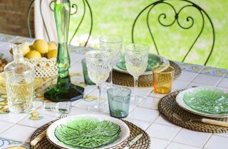 JTdCJTIyaXQlMjIlM0ElMjJWaWxsYSUyME51bnppYXRpbmElMjAlQzMlQTglMjB1bmElMjBzcGxlbmRpZGElMjB2aWxsYSUyMGltbWVyc2ElMjBuZWwlMjB2ZXJkZSUyQyUyMHNpdHVhdGElMjBpbiUyMHVuYSUyMHBvc2l6aW9uZSUyMHN0cmF0ZWdpY2ElMjB0cmElMjBDYXRhbmlhJTIwZSUyMFNpcmFjdXNhJTJDJTIwdmljaW5vJTIwYSUyMENhcmxlbnRpbmklMkMlMjBpZGVhbGUlMjBwZXIlMjBjaGklMjBkZXNpZGVyYSUyMHVuJTIwYW1iaWVudGUlMjB0cmFucXVpbGxvJTIwZSUyMHJpc2VydmF0byUyMHBlciUyMGNlbGVicmFyZSUyMG1hdHJpbW9uaSUyMGVkJTIwZXZlbnRpJTIwaW5kaW1lbnRpY2FiaWxpLiUyMCUyMExhJTIwdmlsbGElMjBvZmZyZSUyMGFtcGklMjBzcGF6aSUyMGVzdGVybmklMkMlMjB0cmElMjBjdWklM0ElMjAlMjBVbmElMjB6b25hJTIwYWRpYWNlbnRlJTIwYWxsYSUyMHBpc2NpbmElMkMlMjBwZXJmZXR0YSUyMHBlciUyMGNvY2t0YWlsJTIwZGklMjBiZW52ZW51dG8lMkMlMjBhcGVyaXRpdmklMjBvJTIwbW9tZW50aSUyMGRpJTIwcmVsYXglMjBpbW1lcnNpJTIwbmVsbGElMjBsdWNlJTIwZGVsJTIwc29sZS4lMjAlMjBVbiUyMGdyYW5kZSUyMHNwYXppbyUyMHZlcmRlJTIwZGklMjA2NTAlMjBtcSUyQyUyMGlkZWFsZSUyMHBlciUyMGFsbGVzdGltZW50aSUyMGRpJTIwYmFuY2hldHRpJTJDJTIwcHJhbnppJTIwZSUyMGNlbmUlMjBhbGwlRTIlODAlOTlhcGVydG8lMkMlMjBjb24lMjBsYSUyMHBvc3NpYmlsaXQlQzMlQTAlMjBkaSUyMG9yZ2FuaXp6YXJlJTIwbGElMjBkaXNwb3NpemlvbmUlMjBkZWdsaSUyMG9zcGl0aSUyMGluJTIwdG90YWxlJTIwbGliZXJ0JUMzJUEwLiUyMCUyMFVuJTIwc3VnZ2VzdGl2byUyMGJvc2NvJTJDJTIwdXRpbGl6emFiaWxlJTIwcGVyJTIwYnVmZmV0JTJDJTIwbW9tZW50aSUyMGNvbnZpdmlhbGklMjBvJTIwcGVyJTIwY2VsZWJyYXJlJTIwcml0aSUyMHNpbWJvbGljaSUyMGUlMjBjZXJpbW9uaWUlMjBpbiUyMHVuJUUyJTgwJTk5YXRtb3NmZXJhJTIwbmF0dXJhbGUlMjBlJTIwaW50aW1hLiUyMCUyMFNlcnZpemlvJTIwZ29sZiUyMGNhciUyMEFtcGlhJTIwcGFsZXN0cmElMjAlMjAlMjBMYSUyMHBhcnRlJTIwZGVkaWNhdGElMjBhbGxhJTIwYmFuY2hldHRpc3RpY2ElMjAlQzMlQTglMjBzZXJ2aXRhJTIwZGElMjBzZXJ2aXppJTIwaWdpZW5pY2klMjBzZXBhcmF0aSUyQyUyMGNvbW9kYW1lbnRlJTIwdmljaW5pJTIwYWxsJUUyJTgwJTk5YXJlYSUyQyUyMGdhcmFudGVuZG8lMjBwcmF0aWNpdCVDMyVBMCUyMGUlMjBjb21mb3J0JTIwYWdsaSUyMG9zcGl0aS4lMjAlMjBMYSUyMHZpbGxhJTIwZGlzcG9uZSUyMGFuY2hlJTIwZGklMjBwYXJjaGVnZ2lvJTIwcGVyJTIwZ2xpJTIwb3NwaXRpJTIwZSUyMG9mZnJlJTIwbGElMjBwb3NzaWJpbGl0JUMzJUEwJTIwZGklMjB1c3VmcnVpcmUlMjBkZWdsaSUyMHNwYXppJTIwaW50ZXJuaSUyMHBlciUyMHRyZSUyMGdpb3JuaSUyMGNvbnNlY3V0aXZpJTJDJTIwcHJldmlvJTIwYWNjb3JkbyUyMGUlMjBwcmVub3RhemlvbmUuJTIwUXVlc3RhJTIwb3B6aW9uZSUyMGNvbnNlbnRlJTIwYWdsaSUyMHNwb3NpJTIwZSUyMGFsbGUlMjBwZXJzb25lJTIwcGklQzMlQjklMjBjYXJlJTIwZGklMjB2aXZlcmUlMjBsJUUyJTgwJTk5aW50ZXJhJTIwZXNwZXJpZW56YSUyMGRlbCUyMG1hdHJpbW9uaW8lMjBpbiUyMHRvdGFsZSUyMHByaXZhY3klMjBlJTIwY29tb2RpdCVDMyVBMC4lMjAlMjBJbW1lcnNhJTIwaW4lMjB1biUyMGNvbnRlc3RvJTIwc2lsZW56aW9zbyUyMGUlMjBuYXR1cmFsZSUyQyUyMFZpbGxhJTIwTnVuemlhdGluYSUyMCVDMyVBOCUyMHBlcmZldHRhJTIwcGVyJTIwZm90b2dyYWZpZSUyMGUlMjByaXByZXNlJTIwZGFsbCVFMiU4MCU5OWFsdG8lMkMlMjBvZmZyZW5kbyUyMHNjZW5hcmklMjBlbGVnYW50aSUyMGUlMjBzdWdnZXN0aXZpJTIwcGVyJTIwY2F0dHVyYXJlJTIwb2duaSUyMG1vbWVudG8lMjBzcGVjaWFsZS4lMjAlMjBTRVJWSVpJJTIwJTIwVmlsbGElMjBOdW56aWF0aW5hJTIwb2ZmcmUlMjBhbXBpJTIwc3BhemklMjBlc3Rlcm5pJTIwZSUyMGFtYmllbnRpJTIwcmFmZmluYXRpJTJDJTIwaWRlYWxpJTIwcGVyJTIwYWNjb2dsaWVyZSUyMG1hdHJpbW9uaSUyMGVkJTIwZXZlbnRpJTIwZXNjbHVzaXZpJTNBJTIwJTVDdCVFMiU4MCVBMiU1Q3RBcmVhJTIwcGlzY2luYSUyMGNvbiUyMHpvbmElMjBhZGlhY2VudGUlMkMlMjBwZXJmZXR0YSUyMHBlciUyMGNvY2t0YWlsJTJDJTIwYXBlcml0aXZpJTIwbyUyMG1vbWVudGklMjBkaSUyMHJlbGF4JTIwaW1tZXJzaSUyMG5lbGxhJTIwbmF0dXJhJTIwZSUyMG5lbGxhJTIwbHVjZSUyMGRlbCUyMHNvbGUuJTIwJTVDdCVFMiU4MCVBMiU1Q3RBbXBpbyUyMGdpYXJkaW5vJTIwZGklMjA2NTAlMjBtcSUyQyUyMGlkZWFsZSUyMHBlciUyMGJhbmNoZXR0aSUyQyUyMHByYW56aSUyMGUlMjBjZW5lJTIwYWxsJUUyJTgwJTk5YXBlcnRvJTJDJTIwY29uJTIwbGElMjBwb3NzaWJpbGl0JUMzJUEwJTIwZGklMjBwZXJzb25hbGl6emFyZSUyMGxlJTIwZGlzcG9zaXppb25pJTIwaW4lMjBiYXNlJTIwYWxsZSUyMGVzaWdlbnplJTIwZGVnbGklMjBvc3BpdGkuJTIwJTVDdCVFMiU4MCVBMiU1Q3RCb3NjbyUyMHN1Z2dlc3Rpdm8lMkMlMjB1dGlsaXp6YWJpbGUlMjBwZXIlMjBidWZmZXQlMkMlMjBtb21lbnRpJTIwY29udml2aWFsaSUyMG8lMjBwZXIlMjByaXRpJTIwc2ltYm9saWNpJTIwZSUyMGNlcmltb25pZSUyMGluJTIwdW4lRTIlODAlOTlhdG1vc2ZlcmElMjBuYXR1cmFsZSUyMGUlMjBpbnRpbWEuJTIwJTVDdCVFMiU4MCVBMiU1Q3RQaWFubyUyMEIlMjBnYXJhbnRpdG8lM0ElMjBpbiUyMGNhc28lMjBkaSUyMGNvbmRpemlvbmklMjBtZXRlb3JvbG9naWNoZSUyMGF2dmVyc2UlMkMlMjAlQzMlQTglMjBkaXNwb25pYmlsZSUyMHVuYSUyMHRlbnNvc3RydXR0dXJhJTIwY29wZXJ0YSUyMChDcmlzdGFsKSUyMGNvbiUyMHVuYSUyMGNhcGllbnphJTIwZmlubyUyMGElMjAyNTAlMjBwZXJzb25lLiUyMChJbnNlcmlyZSUyMGZvdG8lMjB0ZW5kb3N0cnV0dHVyYSUyMENyaXN0YWwpJTIwJTIwRG90YXppb25pJTIwJTVDdCVFMiU4MCVBMiU1Q3RQaXNjaW5hJTIwJTVDdCVFMiU4MCVBMiU1Q3Rab25hJTIwc29sYXJpdW0lMjAlNUN0JUUyJTgwJUEyJTVDdEdpYXJkaW5vJTIwJTVDdCVFMiU4MCVBMiU1Q3RQYXJjaGVnZ2lvJTIwcHJpdmF0byUyMCU1Q3QlRTIlODAlQTIlNUN0QXJlYSUyMGZpdG5lc3MlMjAlNUN0JUUyJTgwJUEyJTVDdFdpLUZpJTIwJTVDdCVFMiU4MCVBMiU1Q3RBcmVhJTIwcmljZXZpbWVudGklMjAlNUN0JUUyJTgwJUEyJTVDdFNlcnZpemlvJTIwZ29sZiUyMGNhcnQlMjAlMjBDYW1lcmUlMjAlNUN0JUUyJTgwJUEyJTVDdDElMjBTdWl0ZSUyMFN1cGVyaW9yJTIwY29uJTIwdmFzY2ElMjBpZHJvbWFzc2FnZ2lvJTIwaW4lMjBjYW1lcmElMjAlNUN0JUUyJTgwJUEyJTVDdDElMjBDYW1lcmElMjBEZWx1eGUlMjAlNUN0JUUyJTgwJUEyJTVDdDElMjBDYW1lcmElMjBTdGFuZGFyZCUyMGNvbiUyMG1hbnNhcmRhJTIwJUYwJTlGJTkxJTg5JTIwVG90YWxlJTNBJTIwNyUyMHBvc3RpJTIwbGV0dG8lMjAlMjAlRTIlQjglQkIlMjAlMjBTRVJWSVpJJTIwQUdHSVVOVElWSSUyMCUyMFBlciUyMHJlbmRlcmUlMjBsJUUyJTgwJTk5ZXNwZXJpZW56YSUyMGFuY29yYSUyMHBpJUMzJUI5JTIwZXNjbHVzaXZhJTJDJTIwbGElMjB2aWxsYSUyMG1ldHRlJTIwYSUyMGRpc3Bvc2l6aW9uZSUyMHVuYSUyMHNlbGV6aW9uZSUyMGRpJTIwc2Vydml6aSUyMHByZW1pdW0lMjBmb3JuaXRpJTIwZGElMjBwYXJ0bmVyJTIwZXN0ZXJuaSUyMHF1YWxpZmljYXRpJTNBJTIwJTVDdCVFMiU4MCVBMiU1Q3RNYXNzYWdnaW8lMjBkaSUyMGNvcHBpYSUyMGNvbiUyMHZpc3RhJTIwcGFub3JhbWljYSUyMCU1Q3QlRTIlODAlQTIlNUN0UGl6emElMjBQYXJ0eSUyMCU1Q3QlRTIlODAlQTIlNUN0UG9vbCUyMFBhcnR5JTIwQnJ1bmNoJTIwJTVDdCVFMiU4MCVBMiU1Q3RUcmFzcG9ydG8lMjBwcml2YXRvJTIwJTVDdCVFMiU4MCVBMiU1Q3ROb2xlZ2dpbyUyMHlhY2h0JTIwJTIwJTIwJTIwJTIwJTIwJTIwJUUyJTgwJUEyJTIwJTIwJTIwJTIwJTIwJTIwQXV0byUyMGQlRTIlODAlOTllcG9jYSUyMCUyMCUyMCVFMiVCOCVCQiUyMCUyMENISSUyMFNJQU1PJTIwJTIwSW1tZXJzYSUyMG5lbCUyMHZlcmRlJTIwZSUyMHNpdHVhdGElMjBpbiUyMHVuYSUyMHBvc2l6aW9uZSUyMHN0cmF0ZWdpY2ElMjB0cmElMjBDYXRhbmlhJTIwZSUyMFNpcmFjdXNhJTJDJTIwYSUyMHBvY2hpJTIwcGFzc2klMjBkYSUyMENhcmxlbnRpbmklMkMlMjBWaWxsYSUyME51bnppYXRpbmElMjAlQzMlQTglMjBsYSUyMHNjZWx0YSUyMGlkZWFsZSUyMHBlciUyMGNoaSUyMGRlc2lkZXJhJTIwdW4lMjBhbWJpZW50ZSUyMHRyYW5xdWlsbG8lMjBlJTIwcmlzZXJ2YXRvJTIwcGVyJTIwY2VsZWJyYXJlJTIwbWF0cmltb25pJTIwZWQlMjBldmVudGklMjBpbmRpbWVudGljYWJpbGkuJTIwJTIwTGElMjB2aWxsYSUyMGRpc3BvbmUlMjBkaSUyMHNwYXppJTIwdmVyc2F0aWxpJTIwZSUyMHN1Z2dlc3RpdmklM0ElMjBsJUUyJTgwJTk5YXJlYSUyMHBpc2NpbmElMjBwZXIlMjBhY2NvZ2xpZXJlJTIwZ2xpJTIwb3NwaXRpJTIwY29uJTIwY29ja3RhaWwlMjBlJTIwYXBlcml0aXZpJTJDJTIwaWwlMjBnaWFyZGlubyUyMGRpJTIwNjUwJTIwbXElMjBwZXIlMjBwcmFuemklMjBlJTIwY2VuZSUyMGFsbCVFMiU4MCU5OWFwZXJ0byUyMGUlMjB1biUyMGJvc2NvJTIwaW5jYW50ZXZvbGUlMjBwZXJmZXR0byUyMHBlciUyMHJpdGklMjBzaW1ib2xpY2klMjBvJTIwbW9tZW50aSUyMGNvbnZpdmlhbGklMjBpbiUyMHVuJUUyJTgwJTk5YXRtb3NmZXJhJTIwaW50aW1hJTIwZSUyMG5hdHVyYWxlLiUyMCUyMEdsaSUyMHNwYXppJTIwaW50ZXJuaSUyQyUyMGRpc3BvbmliaWxpJTIwc3UlMjBwcmVub3RhemlvbmUlMjBwZXIlMjB1biUyMHNvZ2dpb3JubyUyMGZpbm8lMjBhJTIwdHJlJTIwZ2lvcm5pJTIwY29uc2VjdXRpdmklMkMlMjBjb25zZW50b25vJTIwYWdsaSUyMHNwb3NpJTIwZSUyMGFpJTIwbG9ybyUyMGNhcmklMjBkaSUyMHZpdmVyZSUyMGwlRTIlODAlOTlpbnRlcmElMjBlc3BlcmllbnphJTIwZGVsJTIwbWF0cmltb25pbyUyMGluJTIwdG90YWxlJTIwcHJpdmFjeSUyMGUlMjBjb21mb3J0LiUyMCUyMEdyYXppZSUyMGFsbGElMjBzdWElMjBwb3NpemlvbmUlMjBwcml2aWxlZ2lhdGElMjBlJTIwYWklMjBwYWVzYWdnaSUyMGNpcmNvc3RhbnRpJTJDJTIwVmlsbGElMjBOdW56aWF0aW5hJTIwcmFwcHJlc2VudGElMjBhbmNoZSUyMHVuYSUyMGNvcm5pY2UlMjBpZGVhbGUlMjBwZXIlMjBmb3RvZ3JhZmllJTIwZSUyMHJpcHJlc2UlMjBhZXJlZSUyQyUyMHJlZ2FsYW5kbyUyMHNjZW5hcmklMjBlbGVnYW50aSUyMGUlMjBzZW56YSUyMHRlbXBvLiUyMiU3RA== JTdCJTIyaXQlMjIlM0ElMjJWaWxsYSUyME51bnppYXRpbmElMjAlQzMlQTglMjB1bmElMjBzcGxlbmRpZGElMjB2aWxsYSUyMGltbWVyc2ElMjBuZWwlMjB2ZXJkZSUyQyUyMHNpdHVhdGElMjBpbiUyMHVuYSUyMHBvc2l6aW9uZSUyMHN0cmF0ZWdpY2ElMjB0cmElMjBDYXRhbmlhJTIwZSUyMFNpcmFjdXNhJTJDJTIwdmljaW5vJTIwYSUyMENhcmxlbnRpbmklMkMlMjBpZGVhbGUlMjBwZXIlMjBjaGklMjBkZXNpZGVyYSUyMHVuJTIwYW1iaWVudGUlMjB0cmFucXVpbGxvJTIwZSUyMHJpc2VydmF0byUyMHBlciUyMGNlbGVicmFyZSUyMG1hdHJpbW9uaSUyMGVkJTIwZXZlbnRpJTIwaW5kaW1lbnRpY2FiaWxpLiUyMCUyMExhJTIwdmlsbGElMjBvZmZyZSUyMGFtcGklMjBzcGF6aSUyMGVzdGVybmklMkMlMjB0cmElMjBjdWklM0ElMjAlMjBVbmElMjB6b25hJTIwYWRpYWNlbnRlJTIwYWxsYSUyMHBpc2NpbmElMkMlMjBwZXJmZXR0YSUyMHBlciUyMGNvY2t0YWlsJTIwZGklMjBiZW52ZW51dG8lMkMlMjBhcGVyaXRpdmklMjBvJTIwbW9tZW50aSUyMGRpJTIwcmVsYXglMjBpbW1lcnNpJTIwbmVsbGElMjBsdWNlJTIwZGVsJTIwc29sZS4lMjAlMjBVbiUyMGdyYW5kZSUyMHNwYXppbyUyMHZlcmRlJTIwZGklMjA2NTAlMjBtcSUyQyUyMGlkZWFsZSUyMHBlciUyMGFsbGVzdGltZW50aSUyMGRpJTIwYmFuY2hldHRpJTJDJTIwcHJhbnppJTIwZSUyMGNlbmUlMjBhbGwlRTIlODAlOTlhcGVydG8lMkMlMjBjb24lMjBsYSUyMHBvc3NpYmlsaXQlQzMlQTAlMjBkaSUyMG9yZ2FuaXp6YXJlJTIwbGElMjBkaXNwb3NpemlvbmUlMjBkZWdsaSUyMG9zcGl0aSUyMGluJTIwdG90YWxlJTIwbGliZXJ0JUMzJUEwLiUyMCUyMFVuJTIwc3VnZ2VzdGl2byUyMGJvc2NvJTJDJTIwdXRpbGl6emFiaWxlJTIwcGVyJTIwYnVmZmV0JTJDJTIwbW9tZW50aSUyMGNvbnZpdmlhbGklMjBvJTIwcGVyJTIwY2VsZWJyYXJlJTIwcml0aSUyMHNpbWJvbGljaSUyMGUlMjBjZXJpbW9uaWUlMjBpbiUyMHVuJUUyJTgwJTk5YXRtb3NmZXJhJTIwbmF0dXJhbGUlMjBlJTIwaW50aW1hLiUyMCUyMFNlcnZpemlvJTIwZ29sZiUyMGNhciUyMEFtcGlhJTIwcGFsZXN0cmElMjAlMjAlMjBMYSUyMHBhcnRlJTIwZGVkaWNhdGElMjBhbGxhJTIwYmFuY2hldHRpc3RpY2ElMjAlQzMlQTglMjBzZXJ2aXRhJTIwZGElMjBzZXJ2aXppJTIwaWdpZW5pY2klMjBzZXBhcmF0aSUyQyUyMGNvbW9kYW1lbnRlJTIwdmljaW5pJTIwYWxsJUUyJTgwJTk5YXJlYSUyQyUyMGdhcmFudGVuZG8lMjBwcmF0aWNpdCVDMyVBMCUyMGUlMjBjb21mb3J0JTIwYWdsaSUyMG9zcGl0aS4lMjAlMjBMYSUyMHZpbGxhJTIwZGlzcG9uZSUyMGFuY2hlJTIwZGklMjBwYXJjaGVnZ2lvJTIwcGVyJTIwZ2xpJTIwb3NwaXRpJTIwZSUyMG9mZnJlJTIwbGElMjBwb3NzaWJpbGl0JUMzJUEwJTIwZGklMjB1c3VmcnVpcmUlMjBkZWdsaSUyMHNwYXppJTIwaW50ZXJuaSUyMHBlciUyMHRyZSUyMGdpb3JuaSUyMGNvbnNlY3V0aXZpJTJDJTIwcHJldmlvJTIwYWNjb3JkbyUyMGUlMjBwcmVub3RhemlvbmUuJTIwUXVlc3RhJTIwb3B6aW9uZSUyMGNvbnNlbnRlJTIwYWdsaSUyMHNwb3NpJTIwZSUyMGFsbGUlMjBwZXJzb25lJTIwcGklQzMlQjklMjBjYXJlJTIwZGklMjB2aXZlcmUlMjBsJUUyJTgwJTk5aW50ZXJhJTIwZXNwZXJpZW56YSUyMGRlbCUyMG1hdHJpbW9uaW8lMjBpbiUyMHRvdGFsZSUyMHByaXZhY3klMjBlJTIwY29tb2RpdCVDMyVBMC4lMjAlMjBJbW1lcnNhJTIwaW4lMjB1biUyMGNvbnRlc3RvJTIwc2lsZW56aW9zbyUyMGUlMjBuYXR1cmFsZSUyQyUyMFZpbGxhJTIwTnVuemlhdGluYSUyMCVDMyVBOCUyMHBlcmZldHRhJTIwcGVyJTIwZm90b2dyYWZpZSUyMGUlMjByaXByZXNlJTIwZGFsbCVFMiU4MCU5OWFsdG8lMkMlMjBvZmZyZW5kbyUyMHNjZW5hcmklMjBlbGVnYW50aSUyMGUlMjBzdWdnZXN0aXZpJTIwcGVyJTIwY2F0dHVyYXJlJTIwb2duaSUyMG1vbWVudG8lMjBzcGVjaWFsZS4lMjAlMjBTRVJWSVpJJTIwJTIwVmlsbGElMjBOdW56aWF0aW5hJTIwb2ZmcmUlMjBhbXBpJTIwc3BhemklMjBlc3Rlcm5pJTIwZSUyMGFtYmllbnRpJTIwcmFmZmluYXRpJTJDJTIwaWRlYWxpJTIwcGVyJTIwYWNjb2dsaWVyZSUyMG1hdHJpbW9uaSUyMGVkJTIwZXZlbnRpJTIwZXNjbHVzaXZpJTNBJTIwJTVDdCVFMiU4MCVBMiU1Q3RBcmVhJTIwcGlzY2luYSUyMGNvbiUyMHpvbmElMjBhZGlhY2VudGUlMkMlMjBwZXJmZXR0YSUyMHBlciUyMGNvY2t0YWlsJTJDJTIwYXBlcml0aXZpJTIwbyUyMG1vbWVudGklMjBkaSUyMHJlbGF4JTIwaW1tZXJzaSUyMG5lbGxhJTIwbmF0dXJhJTIwZSUyMG5lbGxhJTIwbHVjZSUyMGRlbCUyMHNvbGUuJTIwJTVDdCVFMiU4MCVBMiU1Q3RBbXBpbyUyMGdpYXJkaW5vJTIwZGklMjA2NTAlMjBtcSUyQyUyMGlkZWFsZSUyMHBlciUyMGJhbmNoZXR0aSUyQyUyMHByYW56aSUyMGUlMjBjZW5lJTIwYWxsJUUyJTgwJTk5YXBlcnRvJTJDJTIwY29uJTIwbGElMjBwb3NzaWJpbGl0JUMzJUEwJTIwZGklMjBwZXJzb25hbGl6emFyZSUyMGxlJTIwZGlzcG9zaXppb25pJTIwaW4lMjBiYXNlJTIwYWxsZSUyMGVzaWdlbnplJTIwZGVnbGklMjBvc3BpdGkuJTIwJTVDdCVFMiU4MCVBMiU1Q3RCb3NjbyUyMHN1Z2dlc3Rpdm8lMkMlMjB1dGlsaXp6YWJpbGUlMjBwZXIlMjBidWZmZXQlMkMlMjBtb21lbnRpJTIwY29udml2aWFsaSUyMG8lMjBwZXIlMjByaXRpJTIwc2ltYm9saWNpJTIwZSUyMGNlcmltb25pZSUyMGluJTIwdW4lRTIlODAlOTlhdG1vc2ZlcmElMjBuYXR1cmFsZSUyMGUlMjBpbnRpbWEuJTIwJTVDdCVFMiU4MCVBMiU1Q3RQaWFubyUyMEIlMjBnYXJhbnRpdG8lM0ElMjBpbiUyMGNhc28lMjBkaSUyMGNvbmRpemlvbmklMjBtZXRlb3JvbG9naWNoZSUyMGF2dmVyc2UlMkMlMjAlQzMlQTglMjBkaXNwb25pYmlsZSUyMHVuYSUyMHRlbnNvc3RydXR0dXJhJTIwY29wZXJ0YSUyMChDcmlzdGFsKSUyMGNvbiUyMHVuYSUyMGNhcGllbnphJTIwZmlubyUyMGElMjAyNTAlMjBwZXJzb25lLiUyMChJbnNlcmlyZSUyMGZvdG8lMjB0ZW5kb3N0cnV0dHVyYSUyMENyaXN0YWwpJTIwJTIwRG90YXppb25pJTIwJTVDdCVFMiU4MCVBMiU1Q3RQaXNjaW5hJTIwJTVDdCVFMiU4MCVBMiU1Q3Rab25hJTIwc29sYXJpdW0lMjAlNUN0JUUyJTgwJUEyJTVDdEdpYXJkaW5vJTIwJTVDdCVFMiU4MCVBMiU1Q3RQYXJjaGVnZ2lvJTIwcHJpdmF0byUyMCU1Q3QlRTIlODAlQTIlNUN0QXJlYSUyMGZpdG5lc3MlMjAlNUN0JUUyJTgwJUEyJTVDdFdpLUZpJTIwJTVDdCVFMiU4MCVBMiU1Q3RBcmVhJTIwcmljZXZpbWVudGklMjAlNUN0JUUyJTgwJUEyJTVDdFNlcnZpemlvJTIwZ29sZiUyMGNhcnQlMjAlMjBDYW1lcmUlMjAlNUN0JUUyJTgwJUEyJTVDdDElMjBTdWl0ZSUyMFN1cGVyaW9yJTIwY29uJTIwdmFzY2ElMjBpZHJvbWFzc2FnZ2lvJTIwaW4lMjBjYW1lcmElMjAlNUN0JUUyJTgwJUEyJTVDdDElMjBDYW1lcmElMjBEZWx1eGUlMjAlNUN0JUUyJTgwJUEyJTVDdDElMjBDYW1lcmElMjBTdGFuZGFyZCUyMGNvbiUyMG1hbnNhcmRhJTIwJUYwJTlGJTkxJTg5JTIwVG90YWxlJTNBJTIwNyUyMHBvc3RpJTIwbGV0dG8lMjAlMjAlRTIlQjglQkIlMjAlMjBTRVJWSVpJJTIwQUdHSVVOVElWSSUyMCUyMFBlciUyMHJlbmRlcmUlMjBsJUUyJTgwJTk5ZXNwZXJpZW56YSUyMGFuY29yYSUyMHBpJUMzJUI5JTIwZXNjbHVzaXZhJTJDJTIwbGElMjB2aWxsYSUyMG1ldHRlJTIwYSUyMGRpc3Bvc2l6aW9uZSUyMHVuYSUyMHNlbGV6aW9uZSUyMGRpJTIwc2Vydml6aSUyMHByZW1pdW0lMjBmb3JuaXRpJTIwZGElMjBwYXJ0bmVyJTIwZXN0ZXJuaSUyMHF1YWxpZmljYXRpJTNBJTIwJTVDdCVFMiU4MCVBMiU1Q3RNYXNzYWdnaW8lMjBkaSUyMGNvcHBpYSUyMGNvbiUyMHZpc3RhJTIwcGFub3JhbWljYSUyMCU1Q3QlRTIlODAlQTIlNUN0UGl6emElMjBQYXJ0eSUyMCU1Q3QlRTIlODAlQTIlNUN0UG9vbCUyMFBhcnR5JTIwQnJ1bmNoJTIwJTVDdCVFMiU4MCVBMiU1Q3RUcmFzcG9ydG8lMjBwcml2YXRvJTIwJTVDdCVFMiU4MCVBMiU1Q3ROb2xlZ2dpbyUyMHlhY2h0JTIwJTIwJTIwJTIwJTIwJTIwJTIwJUUyJTgwJUEyJTIwJTIwJTIwJTIwJTIwJTIwQXV0byUyMGQlRTIlODAlOTllcG9jYSUyMCUyMCUyMCVFMiVCOCVCQiUyMCUyMENISSUyMFNJQU1PJTIwJTIwSW1tZXJzYSUyMG5lbCUyMHZlcmRlJTIwZSUyMHNpdHVhdGElMjBpbiUyMHVuYSUyMHBvc2l6aW9uZSUyMHN0cmF0ZWdpY2ElMjB0cmElMjBDYXRhbmlhJTIwZSUyMFNpcmFjdXNhJTJDJTIwYSUyMHBvY2hpJTIwcGFzc2klMjBkYSUyMENhcmxlbnRpbmklMkMlMjBWaWxsYSUyME51bnppYXRpbmElMjAlQzMlQTglMjBsYSUyMHNjZWx0YSUyMGlkZWFsZSUyMHBlciUyMGNoaSUyMGRlc2lkZXJhJTIwdW4lMjBhbWJpZW50ZSUyMHRyYW5xdWlsbG8lMjBlJTIwcmlzZXJ2YXRvJTIwcGVyJTIwY2VsZWJyYXJlJTIwbWF0cmltb25pJTIwZWQlMjBldmVudGklMjBpbmRpbWVudGljYWJpbGkuJTIwJTIwTGElMjB2aWxsYSUyMGRpc3BvbmUlMjBkaSUyMHNwYXppJTIwdmVyc2F0aWxpJTIwZSUyMHN1Z2dlc3RpdmklM0ElMjBsJUUyJTgwJTk5YXJlYSUyMHBpc2NpbmElMjBwZXIlMjBhY2NvZ2xpZXJlJTIwZ2xpJTIwb3NwaXRpJTIwY29uJTIwY29ja3RhaWwlMjBlJTIwYXBlcml0aXZpJTJDJTIwaWwlMjBnaWFyZGlubyUyMGRpJTIwNjUwJTIwbXElMjBwZXIlMjBwcmFuemklMjBlJTIwY2VuZSUyMGFsbCVFMiU4MCU5OWFwZXJ0byUyMGUlMjB1biUyMGJvc2NvJTIwaW5jYW50ZXZvbGUlMjBwZXJmZXR0byUyMHBlciUyMHJpdGklMjBzaW1ib2xpY2klMjBvJTIwbW9tZW50aSUyMGNvbnZpdmlhbGklMjBpbiUyMHVuJUUyJTgwJTk5YXRtb3NmZXJhJTIwaW50aW1hJTIwZSUyMG5hdHVyYWxlLiUyMCUyMEdsaSUyMHNwYXppJTIwaW50ZXJuaSUyQyUyMGRpc3BvbmliaWxpJTIwc3UlMjBwcmVub3RhemlvbmUlMjBwZXIlMjB1biUyMHNvZ2dpb3JubyUyMGZpbm8lMjBhJTIwdHJlJTIwZ2lvcm5pJTIwY29uc2VjdXRpdmklMkMlMjBjb25zZW50b25vJTIwYWdsaSUyMHNwb3NpJTIwZSUyMGFpJTIwbG9ybyUyMGNhcmklMjBkaSUyMHZpdmVyZSUyMGwlRTIlODAlOTlpbnRlcmElMjBlc3BlcmllbnphJTIwZGVsJTIwbWF0cmltb25pbyUyMGluJTIwdG90YWxlJTIwcHJpdmFjeSUyMGUlMjBjb21mb3J0LiUyMCUyMEdyYXppZSUyMGFsbGElMjBzdWElMjBwb3NpemlvbmUlMjBwcml2aWxlZ2lhdGElMjBlJTIwYWklMjBwYWVzYWdnaSUyMGNpcmNvc3RhbnRpJTJDJTIwVmlsbGElMjBOdW56aWF0aW5hJTIwcmFwcHJlc2VudGElMjBhbmNoZSUyMHVuYSUyMGNvcm5pY2UlMjBpZGVhbGUlMjBwZXIlMjBmb3RvZ3JhZmllJTIwZSUyMHJpcHJlc2UlMjBhZXJlZSUyQyUyMHJlZ2FsYW5kbyUyMHNjZW5hcmklMjBlbGVnYW50aSUyMGUlMjBzZW56YSUyMHRlbXBvLiUyMiU3RA==