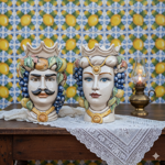 coppia-teste-di-moro-fume-in-ceramica-artigianale-siciliana-fatto-a-mano