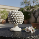 mezza-pigna-in-ceramica-smaltata-bianca-con-base-bianca