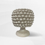 mezza-pigna-in-ceramica-smaltata-bianca-con-base-bianca