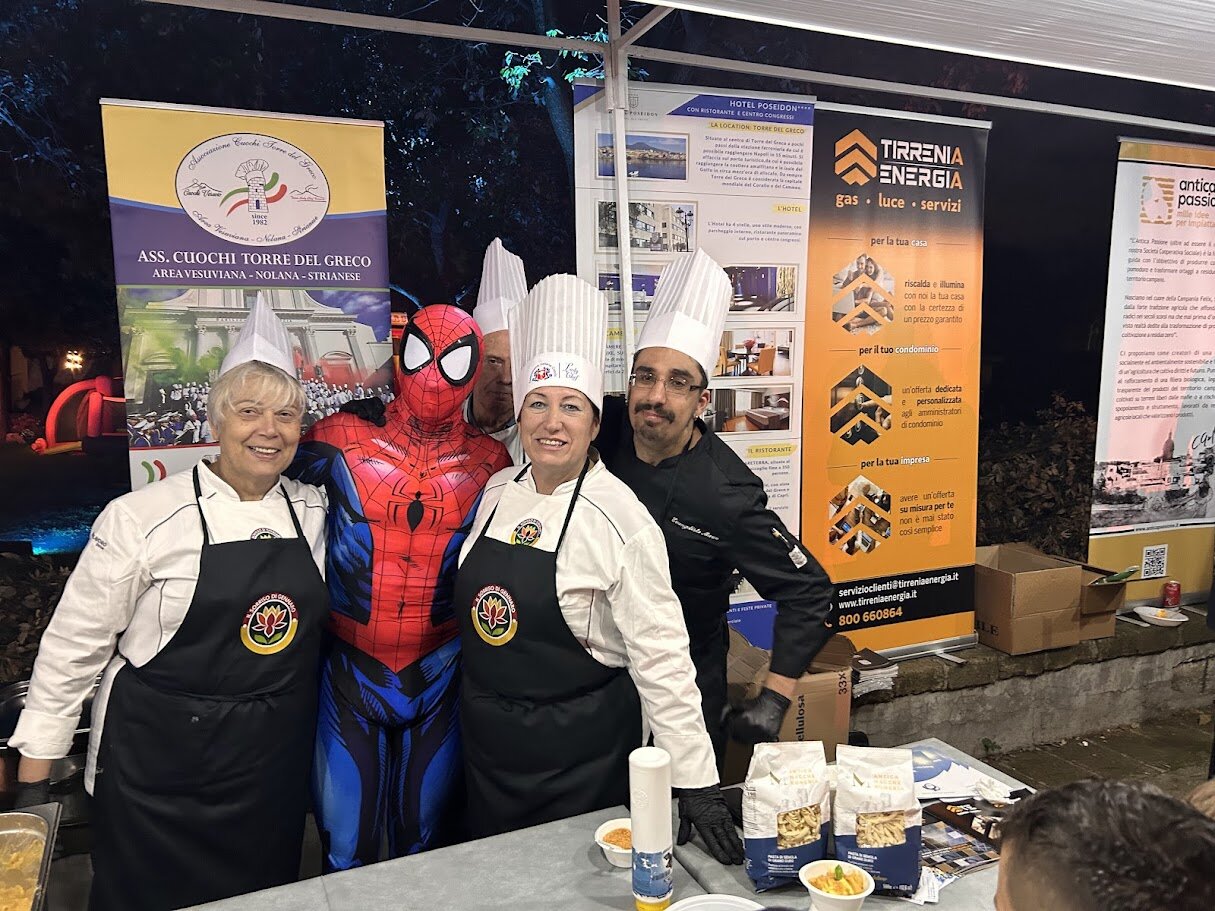 tirrenia-con-chef-e-uomo-ragno.jpeg tirrenia-con-chef-e-uomo-ragno.jpeg