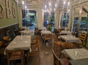 Sala Interna apparecchiata Ristorante Altamarea Marina di Massa 